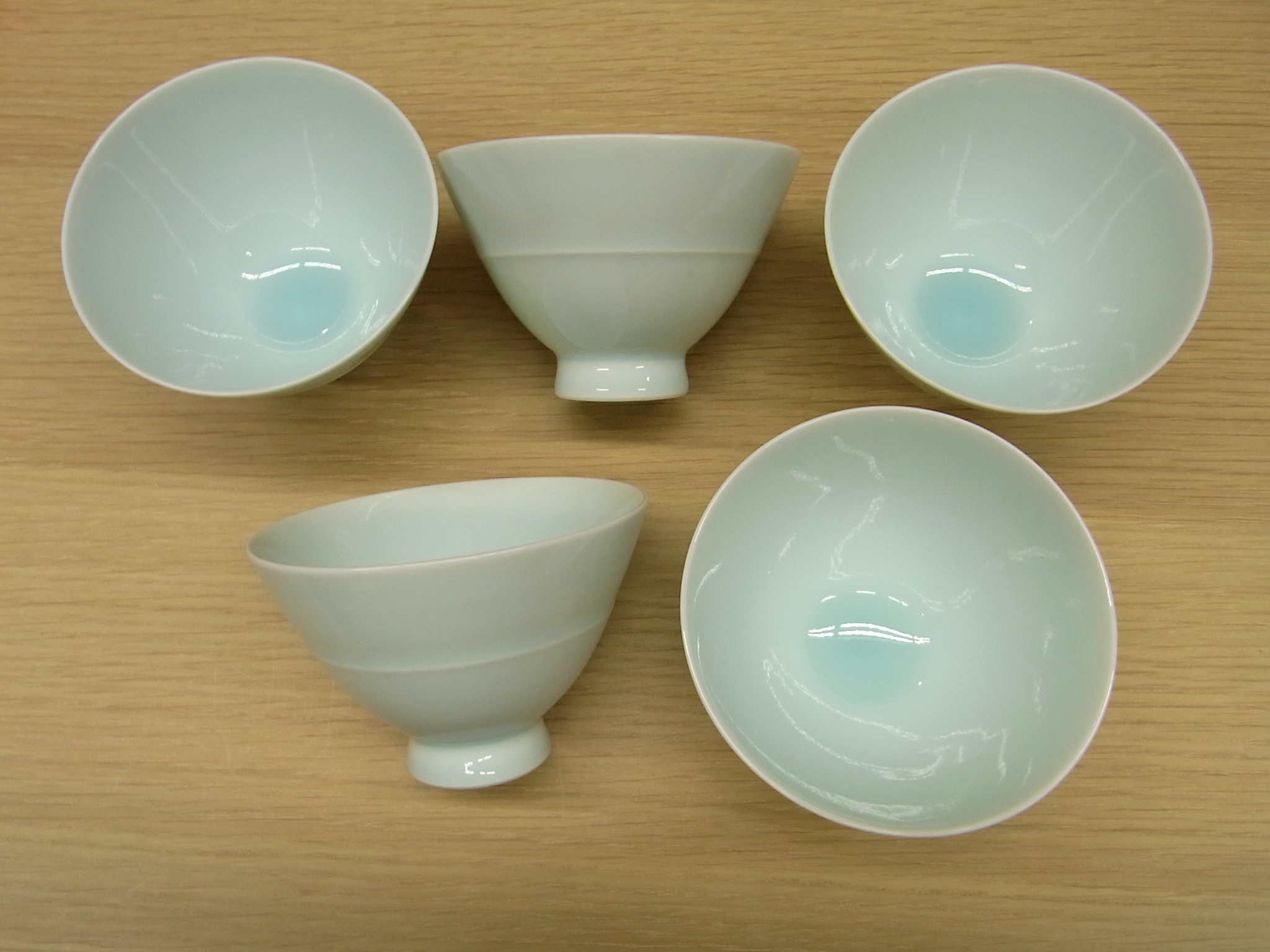 陶器 有田焼 青白磁 湯呑 煎茶碗 汲出し碗 高級陶器 高品質 日本製 お洒落な器 薄手 割れにくい 高温焼成 使いやすい 重ねられる 扱い