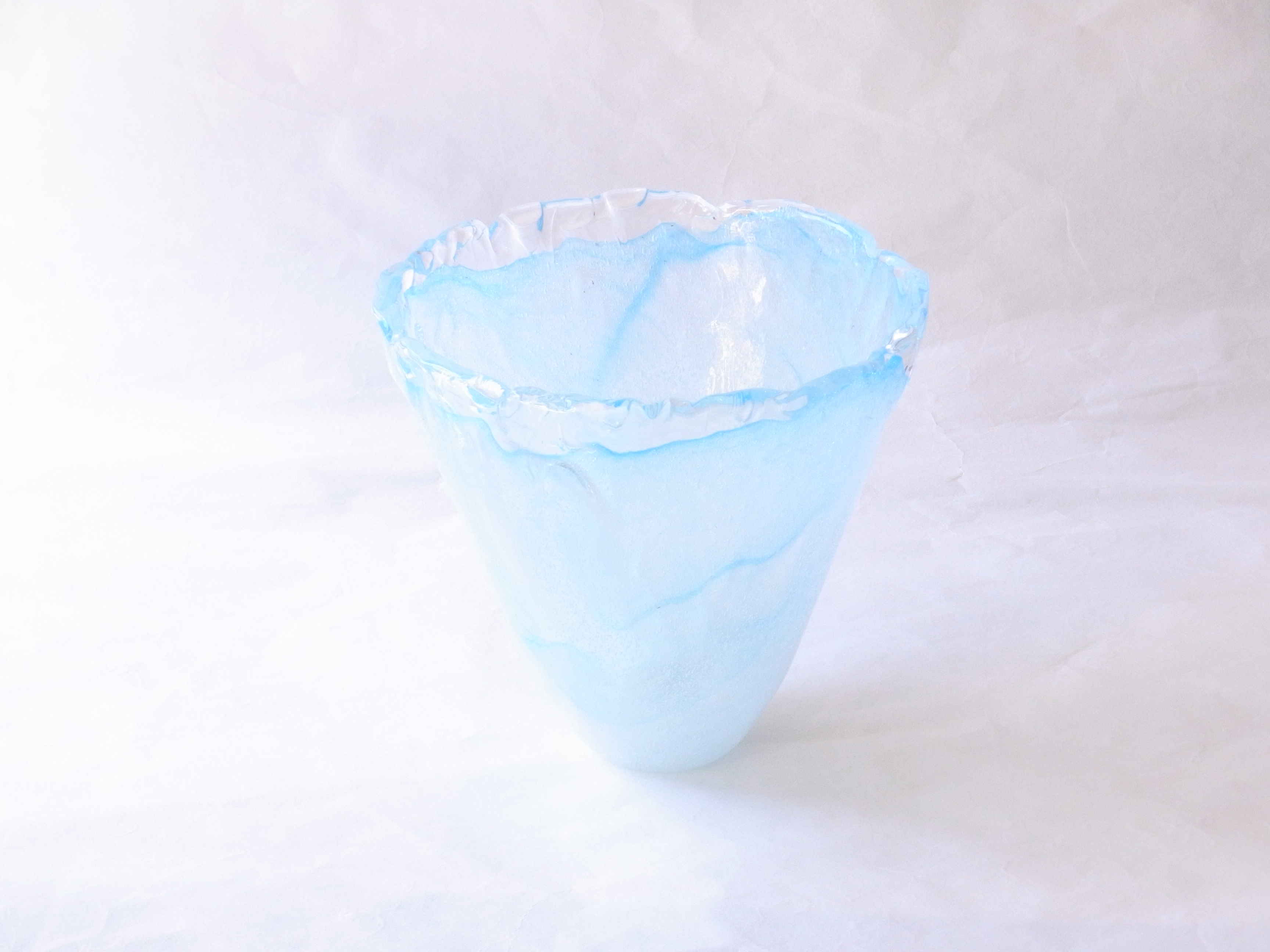 日本製 手づくりガラス 花器 泡ブルー | 小林漆陶 映える器ギャラリー 岐阜市| 日本一の漆陶器 茶道具の品揃えと在庫 | 漆器 陶器 茶華道具