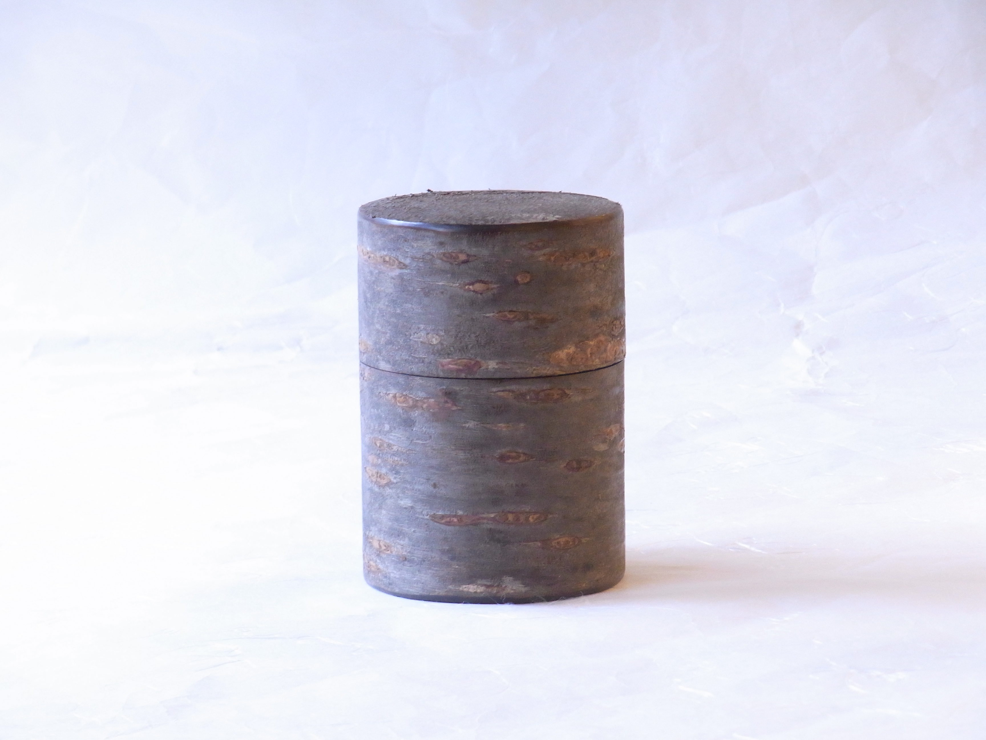 桜皮 樺細工 木製 茶筒 総皮 大 ちらし | 小林漆陶 映える器ギャラリー