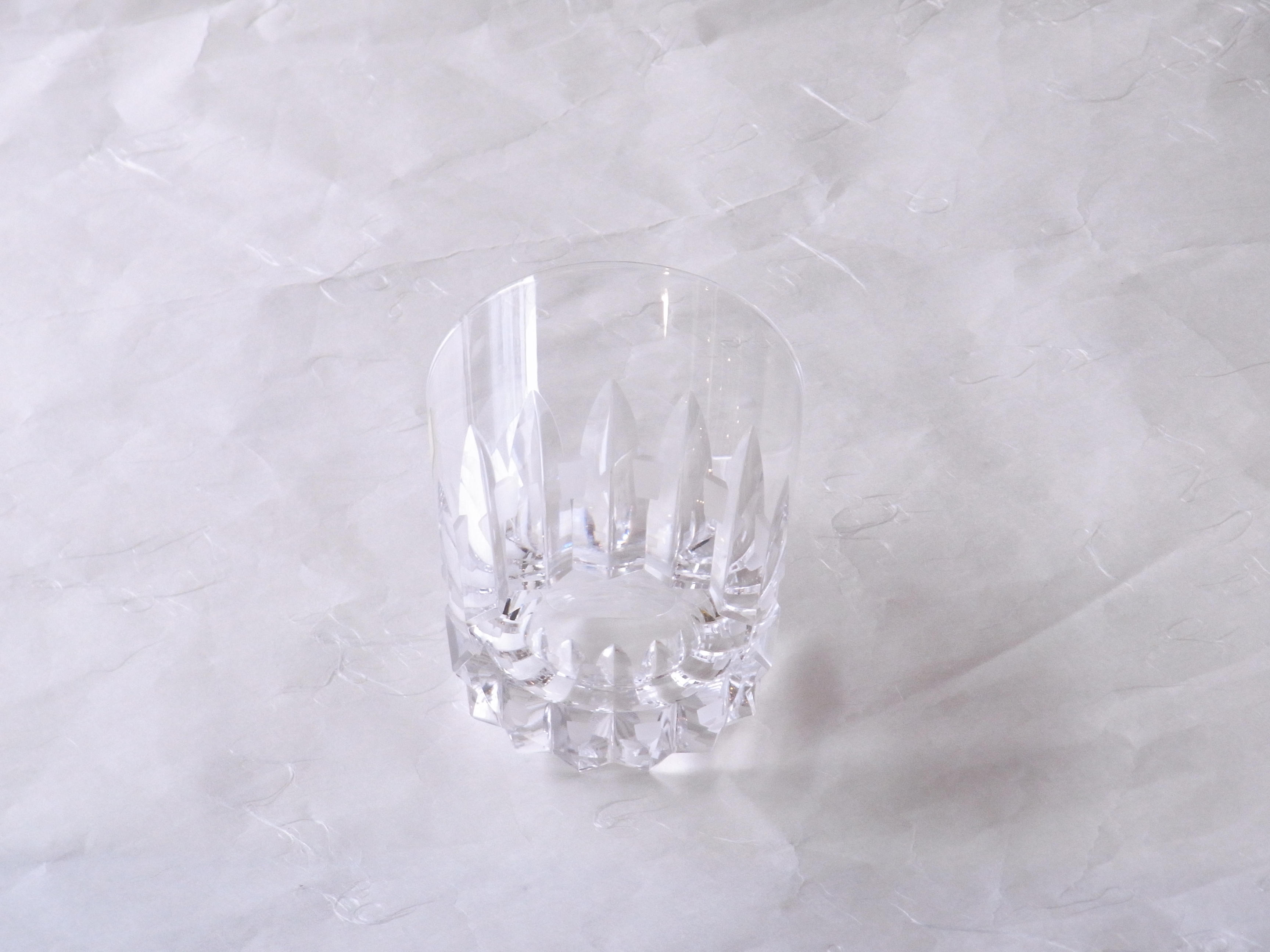 ガラス製品　日本製　ハンドメイド　カット　ロックグラス　クリスタルガラス製　精選された　高純度の原料　高い透明度　美しい輝き　澄んだ音色　酸化鉛　添加　屈折率　水晶のよう　輝く透明なガラス　打音が高い　音色が澄んでいる　余韻が残る　ハンドカット　星のよう　ギザギザ　一部摺りガラス　加工　精巧な作り　江戸切子と同じ工場　高い技術　素材　カット技術にこだわる　透明なグラス　最上級なロックグラス　日本製　陶器　磁器　陶磁器　漆器　茶道具　華道具　贈り物　ギフト　記念品　引出物　法要　お返し　専門店　リアル店舗　茶の湯　茶道　裏千家　表千家　茶会　月釜　抹茶　高品質　安らぎ　いやし　よりおいしく　安心　機能的　長持ち　人気　おすすめ　高機能　ネット通販　ネットショップ　セレクトショップ　欲しい　購入　買う　買い物　岐阜県　岐阜市　美殿町　小林漆陶　特別な　選び抜かれた　品質重視　使いやすい　格安　老舗　誕生日　結婚　出産　入学　退職　母の日　父の日　敬老の日　クリスマス　プレゼント　叙勲　長寿　新築　お祝い　御礼　内祝い　外国土産　海外みやげ　実店舗　創業１００年以上　使うと分かる　職人技 日本一の品揃え　日本一の在庫数　専門店　専門知識　数万点の在庫　百貨店（高島屋　三越　伊勢丹　松坂屋　大丸）にない　手作り　お洒落　高級品　希少価値　上質な器 伝統工芸品　コスパ　お値打ち　お買い得　堅牢　飽きない　永く使える　お気に入り　国産　料理が映える　満足感　豊かな食生活　豊かな食文化　こだわりの器　日本文化　他にない　ここにしかない　オリジナル　独自の　個性的　ここでしか買えない　超レアもの　一品もの　現品限り　入手困難　いい器　匠の技　美しい　実用的　外人が喜ぶ店　外人が珍しがる店　外人がうれしい店　日本各地の一級品を売る店　日本全国の器を売る店　本当にいいもの コスパ高い　一流品　修理　選りすぐりの逸品　周年記念　永年勤続表彰　退職記念　卒業記念　日本土産　岐阜土産　岐阜のおみやげ　岐阜の特産品　料理を引き立てる器　高級店　一流店　岐阜で一番　東海で一番　中部で一番　日本で一番　おしゃれな店　地域一番店　実店舗　陶磁器　磁器　華道具　ガラス器　明治４２年創業　有田焼　清水焼　美濃焼　赤津焼　万古焼　常滑焼　九谷焼　唐津焼　萩焼　信楽焼　万古焼　砥部焼　備前焼　丹波焼　山中塗　春慶塗　讃岐塗　越前塗　輪島塗　紀州塗　会津塗　小田原木工　桜皮細工　秋田杉　駿河竹細工　七宝焼　南部鉄器　錫製品　江戸切子　津軽びいどろ