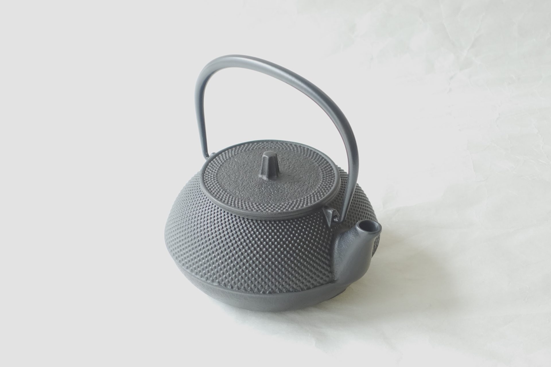伝統工芸品 南部鉄瓶 急須 兼用 南部鉄 鉄分 二価鉄 お湯がまろやかになる 健康に良い 美味しくなる 湯沸かし 機能的 美濃焼 鉄瓶 陶器 漆 漆器 有田焼 金継ぎ 焼き物 食器 陶磁器 伝統工芸品 茶碗 工芸品 九谷焼 南部鉄器 陶芸 有田焼どこ 岐阜 焼き物 磁器 瀬戸物 岐阜岐阜県岐阜市美殿町６−番地 小林漆陶 漆塗り器 織部焼 箸 金継ぎ 岐阜 お香 岐阜 食器 伝統工芸 茶道具 岐阜 陶器 小林漆陶 美濃焼専門店 焼き物 岐阜 お皿 九谷焼 どこ 岐阜市 陶器 0582659312〒500-8182 岐阜県岐阜市美殿町６ 小林漆陶 〒500-8182 岐阜県岐阜市美殿町６番地 小林漆陶 うつわ うつわ屋 お皿 岐阜 お皿屋さん お茶 お茶碗 お箸　岐阜 どこの辺に 陶器屋さんってあります やきもの　岐阜 ギフトョップ ギフトショップ マグカップ モダン焼物 レンジできる 陶器 どこに売ってる 伝統工芸品 切子 南部鉄器 どこ 南部鉄器　岐阜市 南部鉄器販売店 南部鉄器購入　岐阜県 器屋 土鍋 岐阜 小洒落たお皿 岐阜 お椀が出る店 岐阜 お皿 岐阜 お皿 お店 岐阜 お皿屋さん 岐阜 器 岐阜 塗り物 鉄瓶 南部鉄器 南部鉄器販売店 南部鉄器購入 岐阜県 南部鉄器 岐阜市 南部鉄瓶 南部鉄瓶本物見分け方 南部鉄瓶急須 南部鉄瓶本物値段 鉄瓶白湯 鉄瓶サビ 鉄瓶お茶 鉄瓶の手入れ 鉄瓶赤錆 鉄瓶の洗い方 大谷翔平南部鉄瓶 大谷南部鉄瓶 南部鉄瓶本物見分け方 南部鉄瓶老舗のおすすめ 南部鉄瓶本物値段 南部鉄瓶急須 南部鉄瓶サビ 南部鉄瓶ih 南部鉄瓶管理 南部鉄瓶老舗 南部鉄瓶あられ 南部鉄瓶アイエイチ対応 南部鉄瓶赤錆 南部鉄瓶の洗い方 南部鉄瓶赤さび 鉄瓶ih対応日本製 ih対応南部鉄器鉄瓶 ih対応鉄瓶おすすめ 鉄瓶販売 鉄瓶売ってる場所 鉄瓶の使い方 鉄瓶おすすめ 鉄瓶急須 鉄瓶急須兼用 鉄瓶急須 直火