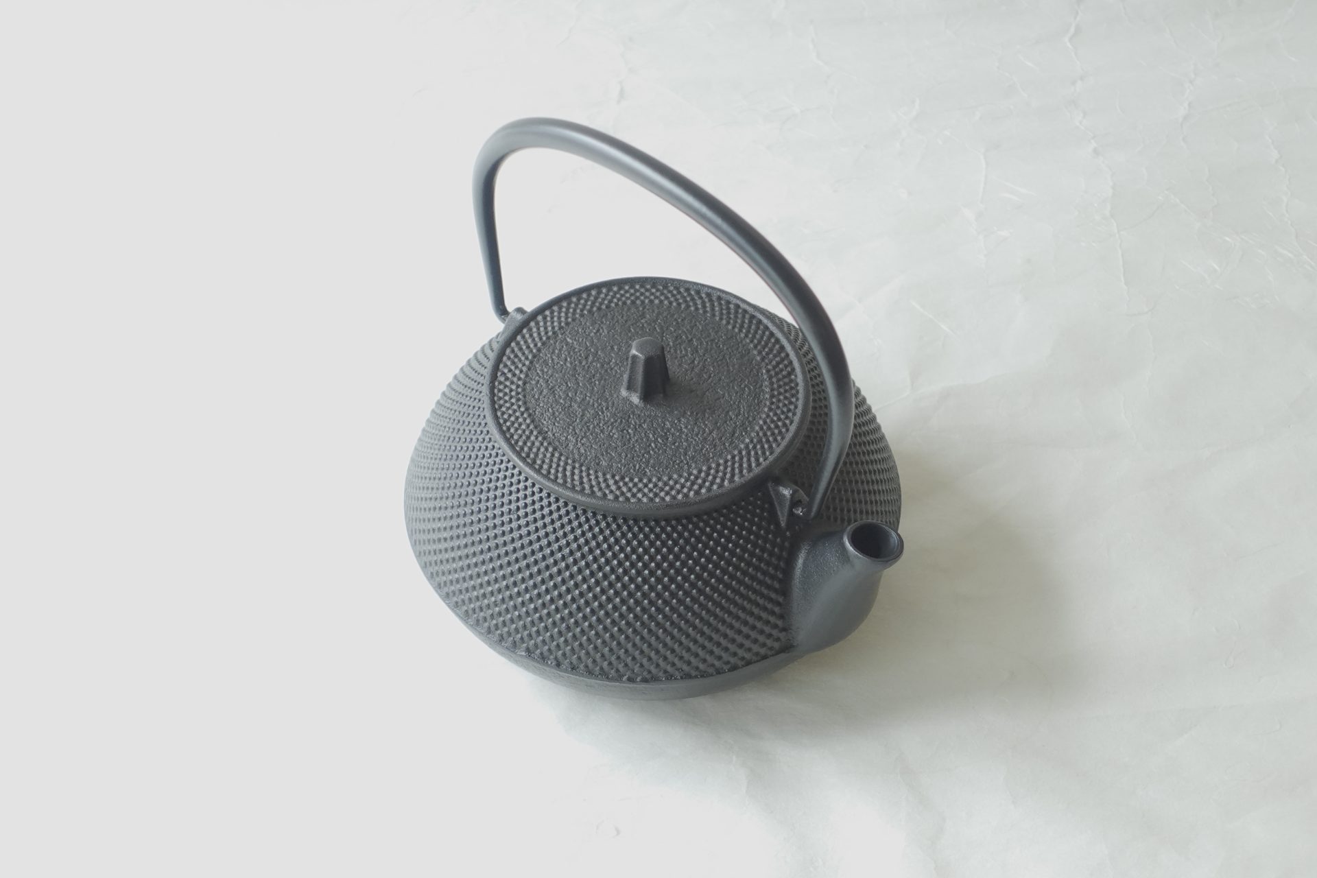 伝統工芸品 南部鉄瓶 急須 兼用 南部鉄 鉄分 二価鉄 お湯がまろやかになる 健康に良い 美味しくなる 湯沸かし 機能的 美濃焼 鉄瓶 陶器 漆 漆器 有田焼 金継ぎ 焼き物 食器 陶磁器 伝統工芸品 茶碗 工芸品 九谷焼 南部鉄器 陶芸 有田焼どこ 岐阜 焼き物 磁器 瀬戸物 岐阜岐阜県岐阜市美殿町６−番地 小林漆陶 漆塗り器 織部焼 箸 金継ぎ 岐阜 お香 岐阜 食器 伝統工芸 茶道具 岐阜 陶器 小林漆陶 美濃焼専門店 焼き物 岐阜 お皿 九谷焼 どこ 岐阜市 陶器 0582659312〒500-8182 岐阜県岐阜市美殿町６ 小林漆陶 〒500-8182 岐阜県岐阜市美殿町６番地 小林漆陶 うつわ うつわ屋 お皿 岐阜 お皿屋さん お茶 お茶碗 お箸　岐阜 どこの辺に 陶器屋さんってあります やきもの　岐阜 ギフトョップ ギフトショップ マグカップ モダン焼物 レンジできる 陶器 どこに売ってる 伝統工芸品 切子 南部鉄器 どこ 南部鉄器　岐阜市 南部鉄器販売店 南部鉄器購入　岐阜県 器屋 土鍋 岐阜 小洒落たお皿 岐阜 お椀が出る店 岐阜 お皿 岐阜 お皿 お店 岐阜 お皿屋さん 岐阜 器 岐阜 塗り物 鉄瓶 南部鉄器 南部鉄器販売店 南部鉄器購入 岐阜県 南部鉄器 岐阜市 南部鉄瓶 南部鉄瓶本物見分け方 南部鉄瓶急須 南部鉄瓶本物値段 鉄瓶白湯 鉄瓶サビ 鉄瓶お茶 鉄瓶の手入れ 鉄瓶赤錆 鉄瓶の洗い方 大谷翔平南部鉄瓶 大谷南部鉄瓶 南部鉄瓶本物見分け方 南部鉄瓶老舗のおすすめ 南部鉄瓶本物値段 南部鉄瓶急須 南部鉄瓶サビ 南部鉄瓶ih 南部鉄瓶管理 南部鉄瓶老舗 南部鉄瓶あられ 南部鉄瓶アイエイチ対応 南部鉄瓶赤錆 南部鉄瓶の洗い方 南部鉄瓶赤さび 鉄瓶ih対応日本製 ih対応南部鉄器鉄瓶 ih対応鉄瓶おすすめ 鉄瓶販売 鉄瓶売ってる場所 鉄瓶の使い方 鉄瓶おすすめ 鉄瓶急須 鉄瓶急須兼用 鉄瓶急須 直火