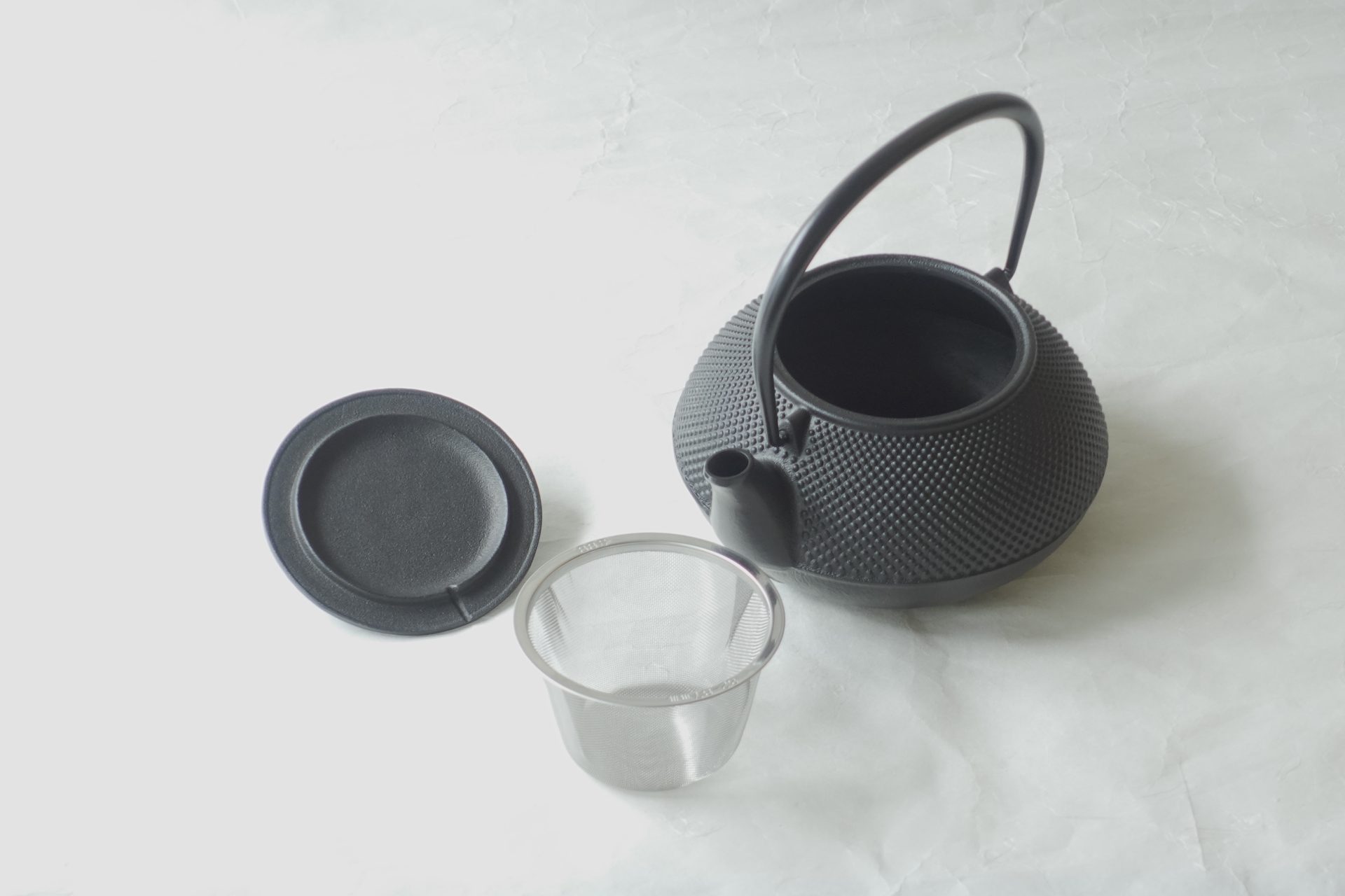 伝統工芸品 南部鉄瓶 急須 兼用 南部鉄 鉄分 二価鉄 お湯がまろやかになる 健康に良い 美味しくなる 湯沸かし 機能的 美濃焼 鉄瓶 陶器 漆 漆器 有田焼 金継ぎ 焼き物 食器 陶磁器 伝統工芸品 茶碗 工芸品 九谷焼 南部鉄器 陶芸 有田焼どこ 岐阜 焼き物 磁器 瀬戸物 岐阜岐阜県岐阜市美殿町６−番地 小林漆陶 漆塗り器 織部焼 箸 金継ぎ 岐阜 お香 岐阜 食器 伝統工芸 茶道具 岐阜 陶器 小林漆陶 美濃焼専門店 焼き物 岐阜 お皿 九谷焼 どこ 岐阜市 陶器 0582659312〒500-8182 岐阜県岐阜市美殿町６ 小林漆陶 〒500-8182 岐阜県岐阜市美殿町６番地 小林漆陶 うつわ うつわ屋 お皿 岐阜 お皿屋さん お茶 お茶碗 お箸　岐阜 どこの辺に 陶器屋さんってあります やきもの　岐阜 ギフトョップ ギフトショップ マグカップ モダン焼物 レンジできる 陶器 どこに売ってる 伝統工芸品 切子 南部鉄器 どこ 南部鉄器　岐阜市 南部鉄器販売店 南部鉄器購入　岐阜県 器屋 土鍋 岐阜 小洒落たお皿 岐阜 お椀が出る店 岐阜 お皿 岐阜 お皿 お店 岐阜 お皿屋さん 岐阜 器 岐阜 塗り物 鉄瓶 南部鉄器 南部鉄器販売店 南部鉄器購入 岐阜県 南部鉄器 岐阜市 南部鉄瓶 南部鉄瓶本物見分け方 南部鉄瓶急須 南部鉄瓶本物値段 鉄瓶白湯 鉄瓶サビ 鉄瓶お茶 鉄瓶の手入れ 鉄瓶赤錆 鉄瓶の洗い方 大谷翔平南部鉄瓶 大谷南部鉄瓶 南部鉄瓶本物見分け方 南部鉄瓶老舗のおすすめ 南部鉄瓶本物値段 南部鉄瓶急須 南部鉄瓶サビ 南部鉄瓶ih 南部鉄瓶管理 南部鉄瓶老舗 南部鉄瓶あられ 南部鉄瓶アイエイチ対応 南部鉄瓶赤錆 南部鉄瓶の洗い方 南部鉄瓶赤さび 鉄瓶ih対応日本製 ih対応南部鉄器鉄瓶 ih対応鉄瓶おすすめ 鉄瓶販売 鉄瓶売ってる場所 鉄瓶の使い方 鉄瓶おすすめ 鉄瓶急須 鉄瓶急須兼用 鉄瓶急須 直火