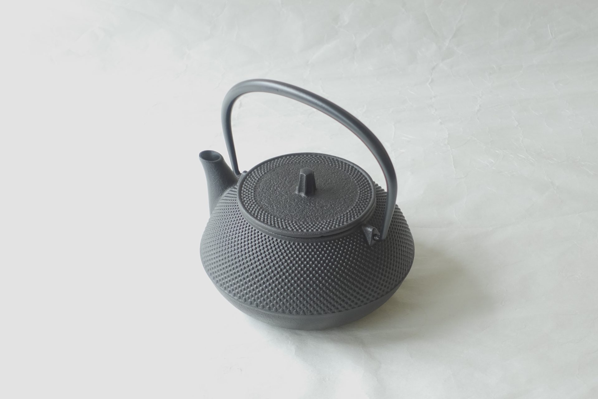 伝統工芸品 南部鉄瓶 急須 兼用 南部鉄 鉄分 二価鉄 お湯がまろやかになる 健康に良い 美味しくなる 湯沸かし 機能的 美濃焼 鉄瓶 陶器 漆 漆器 有田焼 金継ぎ 焼き物 食器 陶磁器 伝統工芸品 茶碗 工芸品 九谷焼 南部鉄器 陶芸 有田焼どこ 岐阜 焼き物 磁器 瀬戸物 岐阜岐阜県岐阜市美殿町６−番地 小林漆陶 漆塗り器 織部焼 箸 金継ぎ 岐阜 お香 岐阜 食器 伝統工芸 茶道具 岐阜 陶器 小林漆陶 美濃焼専門店 焼き物 岐阜 お皿 九谷焼 どこ 岐阜市 陶器 0582659312〒500-8182 岐阜県岐阜市美殿町６ 小林漆陶 〒500-8182 岐阜県岐阜市美殿町６番地 小林漆陶 うつわ うつわ屋 お皿 岐阜 お皿屋さん お茶 お茶碗 お箸　岐阜 どこの辺に 陶器屋さんってあります やきもの　岐阜 ギフトョップ ギフトショップ マグカップ モダン焼物 レンジできる 陶器 どこに売ってる 伝統工芸品 切子 南部鉄器 どこ 南部鉄器　岐阜市 南部鉄器販売店 南部鉄器購入　岐阜県 器屋 土鍋 岐阜 小洒落たお皿 岐阜 お椀が出る店 岐阜 お皿 岐阜 お皿 お店 岐阜 お皿屋さん 岐阜 器 岐阜 塗り物 鉄瓶 南部鉄器 南部鉄器販売店 南部鉄器購入 岐阜県 南部鉄器 岐阜市 南部鉄瓶 南部鉄瓶本物見分け方 南部鉄瓶急須 南部鉄瓶本物値段 鉄瓶白湯 鉄瓶サビ 鉄瓶お茶 鉄瓶の手入れ 鉄瓶赤錆 鉄瓶の洗い方 大谷翔平南部鉄瓶 大谷南部鉄瓶 南部鉄瓶本物見分け方 南部鉄瓶老舗のおすすめ 南部鉄瓶本物値段 南部鉄瓶急須 南部鉄瓶サビ 南部鉄瓶ih 南部鉄瓶管理 南部鉄瓶老舗 南部鉄瓶あられ 南部鉄瓶アイエイチ対応 南部鉄瓶赤錆 南部鉄瓶の洗い方 南部鉄瓶赤さび 鉄瓶ih対応日本製 ih対応南部鉄器鉄瓶 ih対応鉄瓶おすすめ 鉄瓶販売 鉄瓶売ってる場所 鉄瓶の使い方 鉄瓶おすすめ 鉄瓶急須 鉄瓶急須兼用 鉄瓶急須 直火
