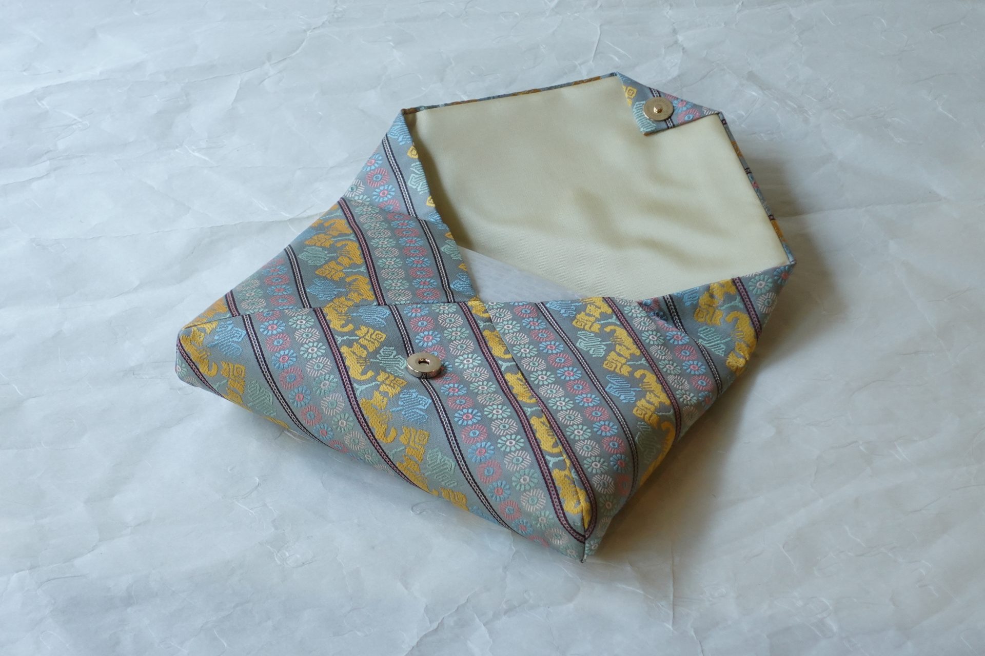 茶道具　茶の湯　日本製　正絹　数寄屋袋　袋物　和装　ハンドバッグ　いちご錦　名物裂　駱駝文　ラクダの紋様