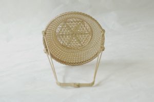 お煎茶　日本製　竹製　手付　廻し篭　急須を置く篭　持ち手　持ち運び　編み目　細かい　精巧　職人　熟練　高い技術　小サイズ　小ぶりな急須　コンパクト　収納しやすい　本格的　体裁がいい　話題　