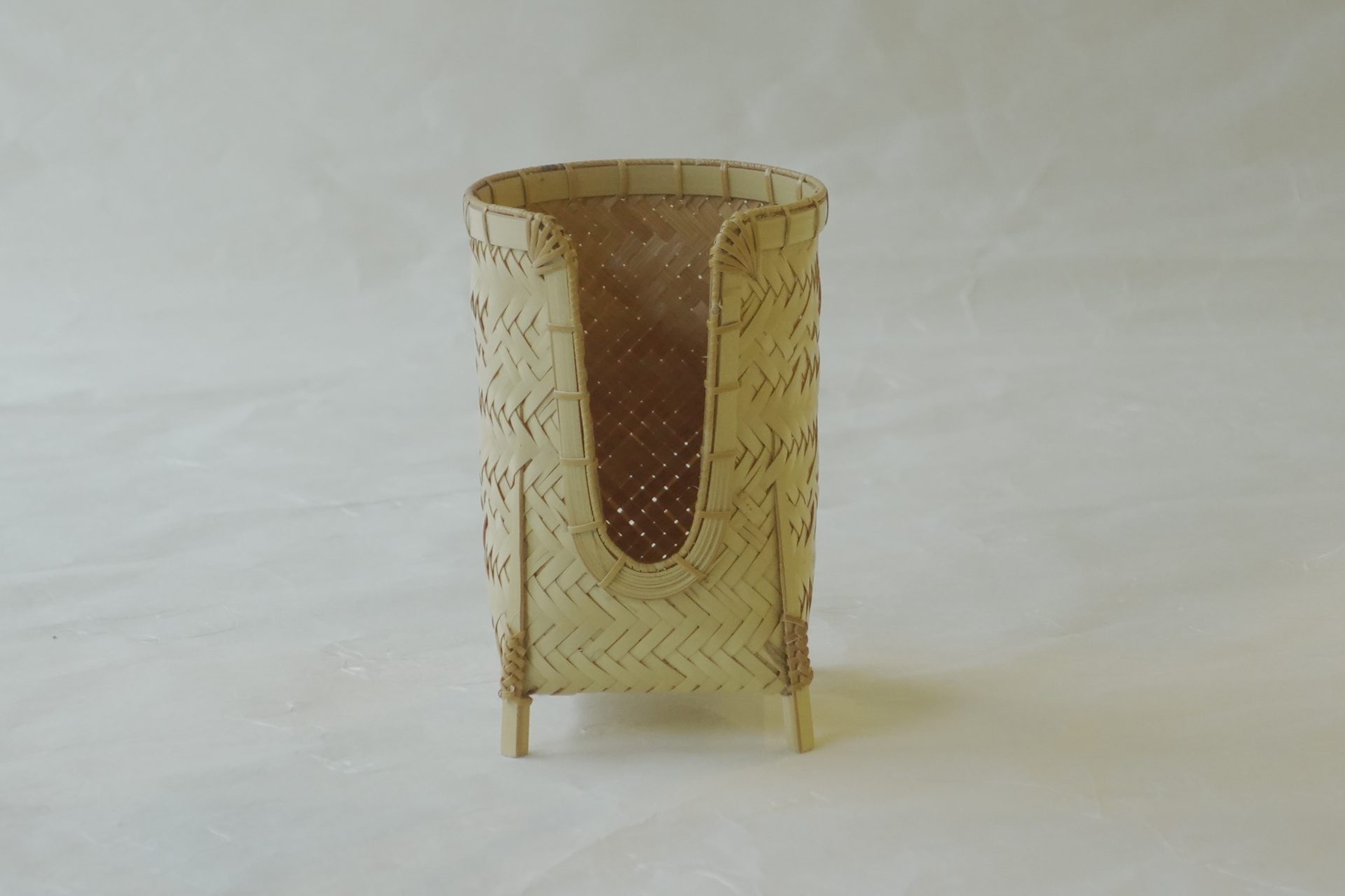 漆器　日本製　竹製　碗筒　煎茶　煎茶碗　白竹　編み方　細かい　補強　職人技　竹の表皮　滑らか　小ぶり