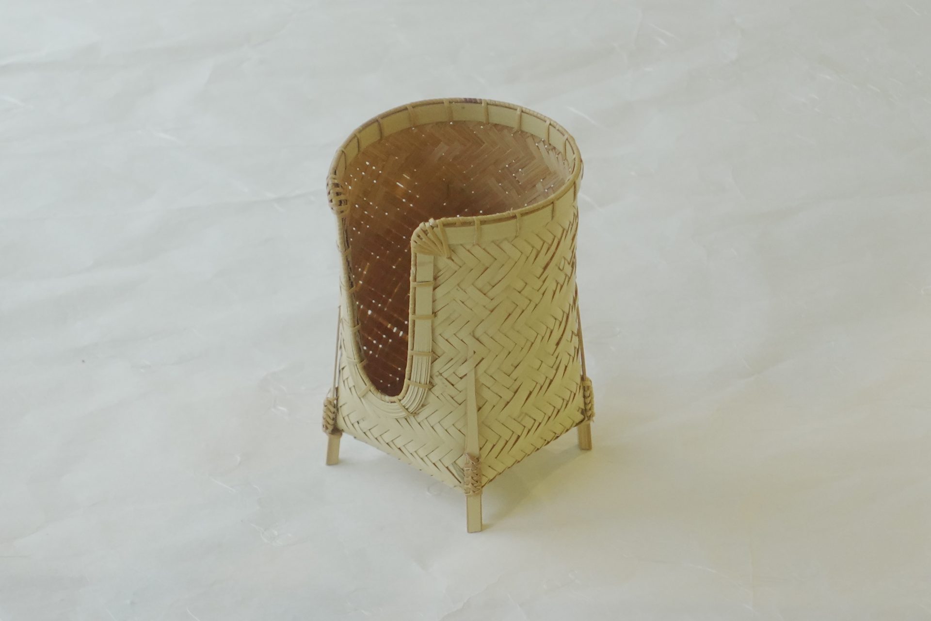 漆器　日本製　竹製　碗筒　煎茶　煎茶碗　白竹　編み方　細かい　補強　職人技　竹の表皮　滑らか　小ぶり