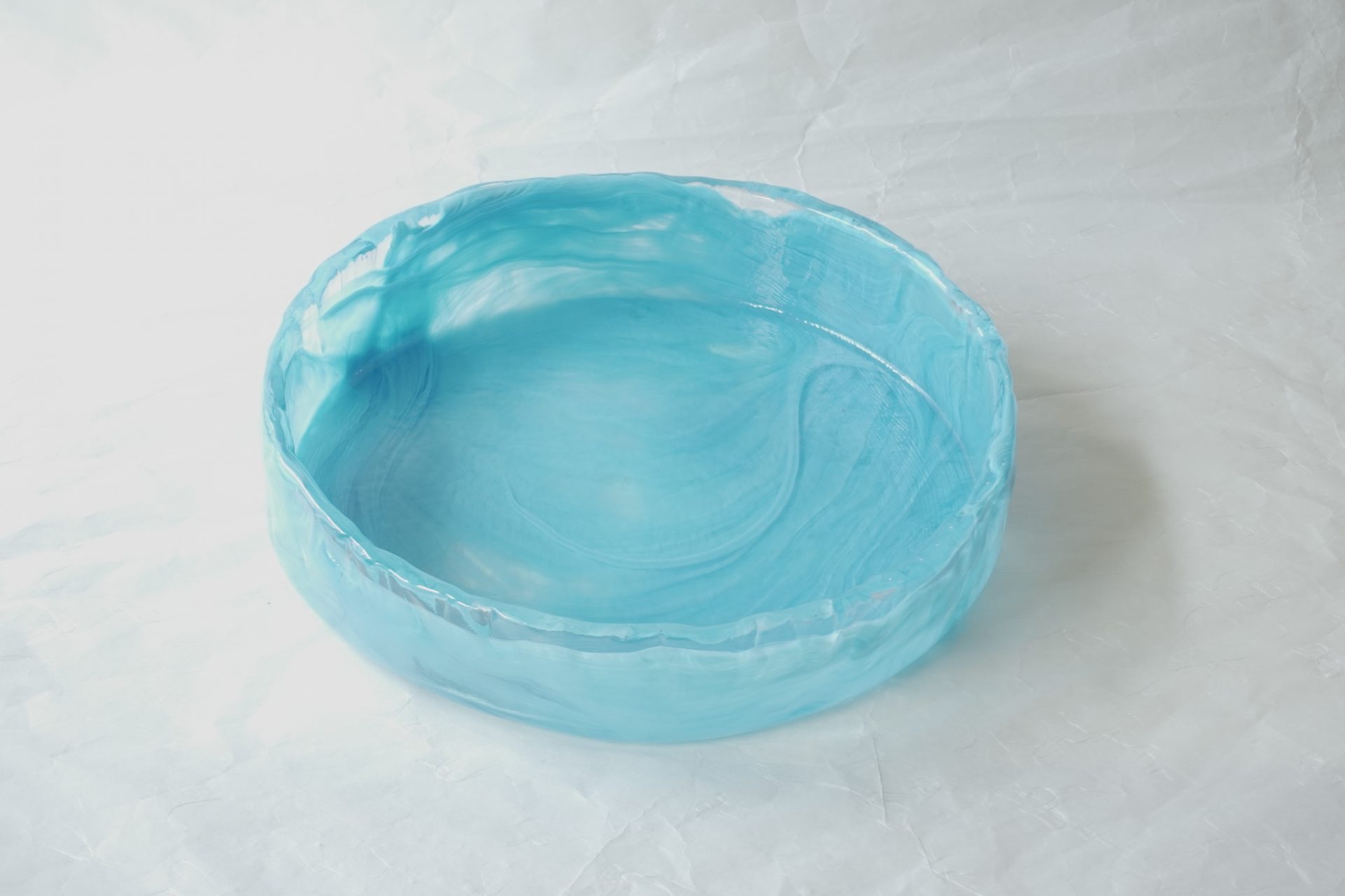ガラス器　日本製　手づくりガラス　水盤　花器　ガラス職人　味わい　涼し気　デザイン　ハンドメイド　本格的　生け花　オーソドックス　シンプル　汎用性が高い　使いやすい　どっしり　存在感　お洒落　さわやか