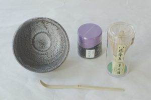 茶道　茶の湯　茶道具　初歩セット　手軽　抹茶碗　茶筅　茶杓　抹茶　初心者　家庭向け　本格的　厳選　最強セット　信楽焼　ろくろ挽き　荒々しい　力強い　土物のよさ　侘び　お茶を点てやすい　飲みやすい　重厚感　どっしり　高級感　伝統工芸士　上林春松本店　美味しい　お値打ち　リピート　コスパ　万代昔　日本製　和の器　食器　贈り物　ギフト　記念品　引出物　法要　お返し　専門店　リアル店舗　高品質　安らぎ　いやし　よりおいしく　安心　機能的　長持ち　人気　おすすめ　高機能　ネット通販　ネットショップ　セレクトショップ　欲しい　購入　買う　買い物　岐阜県　岐阜市　美殿町　小林漆陶　特別な　選び抜かれた　品質重視　使いやすい　格安　老舗　誕生日　結婚　出産　入学　退職　母の日　父の日　敬老の日　クリスマス　プレゼント　叙勲　長寿　新築　お祝い　御礼　内祝い　外国土産　海外みやげ　実店舗　使うと分かる　職人技 日本一の品揃え　日本一の在庫数　専門店　専門知識　百貨店にない　手作り　お洒落　高級品　希少価値　上質な器 伝統工芸品　コスパ　お値打ち　お買い得　堅牢　飽きない　永く使える　お気に入り　国産　料理が映える　満足感　豊かな食生活　豊かな食文化　こだわりの器　日本文化　他にない　ここにしかない　オリジナル　独自の　個性的　ここでしか買えない　超レアもの　一品もの　現品限り　入手困難　いい器　匠の技　美しい　実用的　外人が喜ぶ店　外人が珍しがる店　外人がうれしい店　日本各地の一級品を売る店　日本全国の器を売る店　本当にいいもの コスパ高い　一流品　修理　選りすぐりの逸品　周年記念　永年勤続表彰　退職記念　卒業記念　日本土産　岐阜土産　岐阜のおみやげ　岐阜の特産品　料理を引き立てる器　高級店　一流店　岐阜で一番　東海で一番　中部で一番　日本で一番　おしゃれな店　地域一番店　