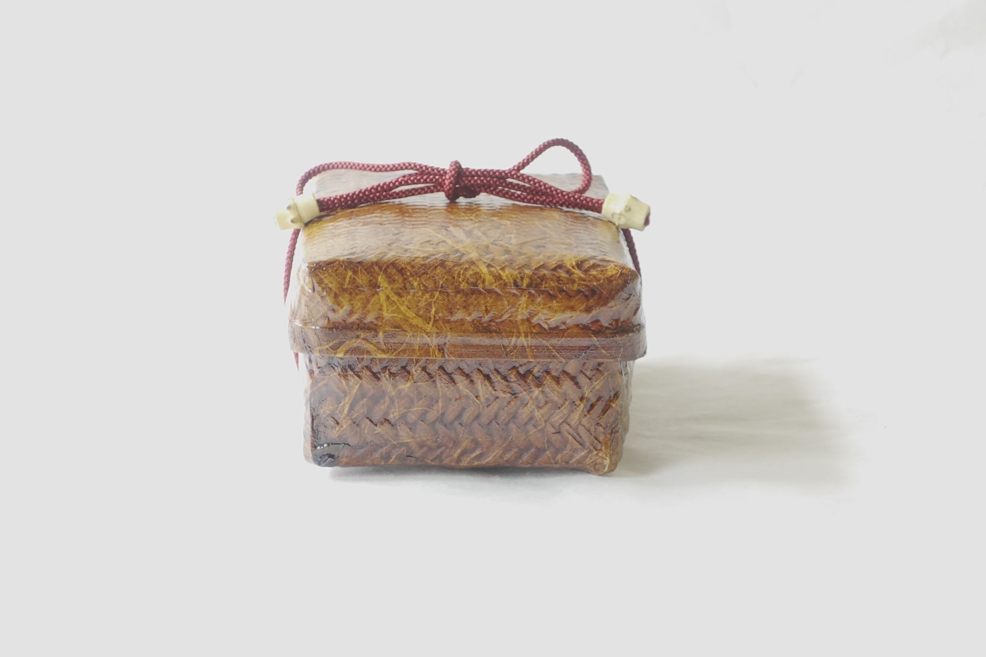 木曽塗　一閑張　小箱　漆工芸　和紙　うるし　漆器　軽い　飛来一閑　竹　柿渋　日本紙　楮　こうぞ　三椏　みつまた　高級品　味わい深い　抗菌作用　小物入れ　高級感　日本製　和の器　食器　贈り物　ギフト　記念品　引出物　法要　お返し　専門店　リアル店舗　高品質　安らぎ　いやし　よりおいしく　安心　機能的　長持ち　人気　おすすめ　高機能　ネット通販　ネットショップ　セレクトショップ　欲しい　購入　買う　買い物　岐阜県　岐阜市　美殿町　小林漆陶　特別な　選び抜かれた　品質重視　使いやすい　格安　老舗　誕生日　結婚　出産　入学　退職　母の日　父の日　敬老の日　クリスマス　プレゼント　叙勲　長寿　新築　お祝い　御礼　内祝い　外国土産　海外みやげ　実店舗　使うと分かる　職人技 日本一の品揃え　日本一の在庫数　専門店　専門知識　百貨店にない　手作り　お洒落　高級品　希少価値　上質な器 伝統工芸品　コスパ　お値打ち　お買い得　堅牢　飽きない　永く使える　お気に入り　国産　料理が映える　満足感　豊かな食生活　豊かな食文化　こだわりの器　日本文化　他にない　ここにしかない　オリジナル　独自の　個性的　ここでしか買えない　超レアもの　一品もの　現品限り　入手困難　いい器　匠の技　美しい　実用的　外人が喜ぶ店　外人が珍しがる店　外人がうれしい店　日本各地の一級品を売る店　日本全国の器を売る店　本当にいいもの コスパ高い　一流品　修理　選りすぐりの逸品　周年記念　永年勤続表彰　退職記念　卒業記念　日本土産　岐阜土産　岐阜のおみやげ　岐阜の特産品　料理を引き立てる器　高級店　一流店　岐阜で一番　東海で一番　中部で一番　日本で一番　おしゃれな店　地域一番店