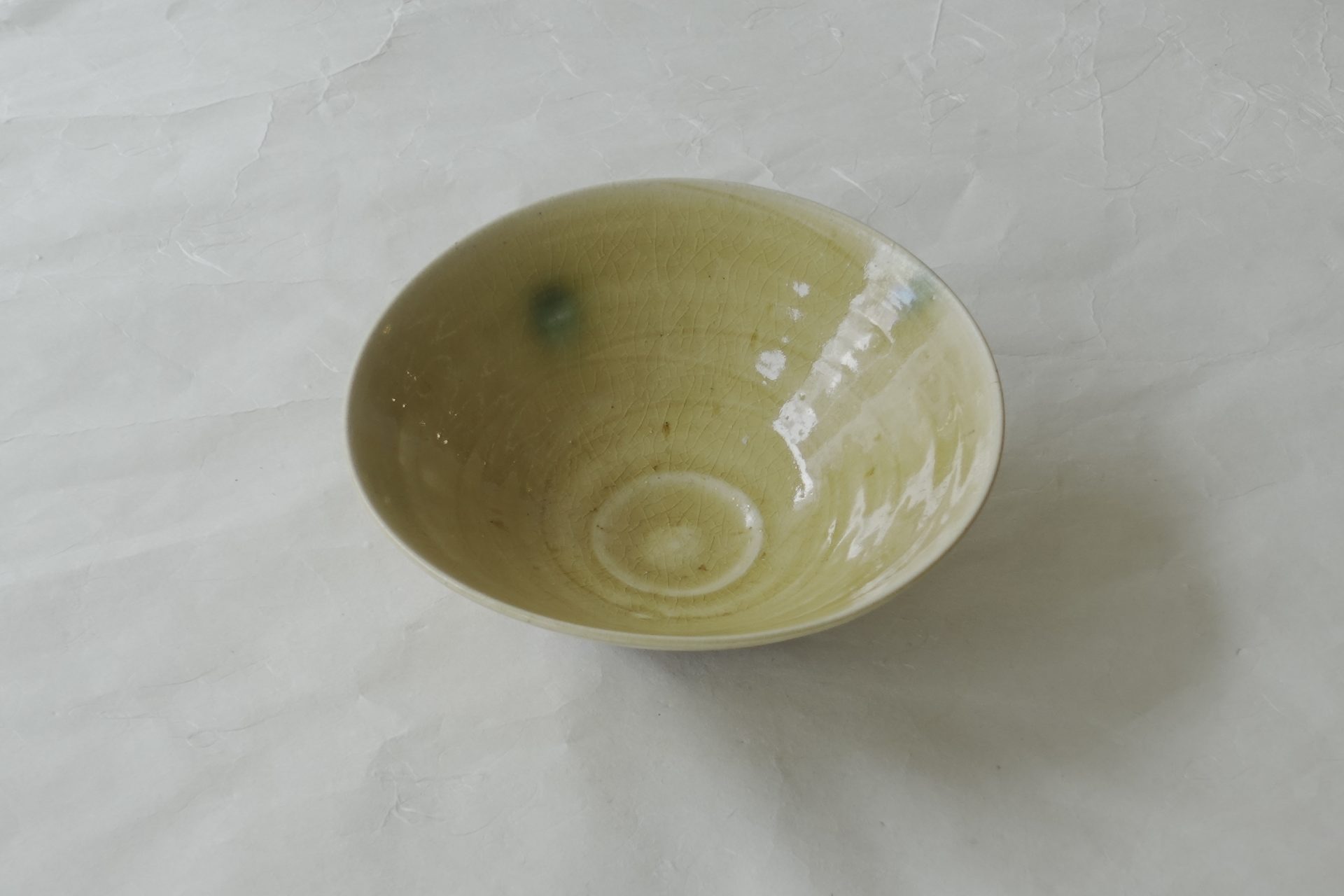 茶道具　茶の湯　茶道　赤津焼　松本鉄山　黄瀬戸　平茶碗　抹茶碗　茶が冷めやすい　ろくろ技術高い　薄手　重厚　繊細　ゆがみ　特徴　ろくろ目　貫入　削ぎ　ベーシック　日本製　和の器　食器　贈り物　ギフト　記念品　引出物　法要　お返し　専門店　リアル店舗　高品質　安らぎ　いやし　よりおいしく　安心　機能的　長持ち　人気　おすすめ　高機能　ネット通販　ネットショップ　セレクトショップ　欲しい　購入　買う　買い物　岐阜県　岐阜市　美殿町　小林漆陶　特別な　選び抜かれた　品質重視　使いやすい　格安　老舗　誕生日　結婚　出産　入学　退職　母の日　父の日　敬老の日　クリスマス　プレゼント　叙勲　長寿　新築　お祝い　御礼　内祝い　外国土産　海外みやげ　実店舗　使うと分かる　職人技 日本一の品揃え　日本一の在庫数　専門店　専門知識　百貨店にない　手作り　お洒落　高級品　希少価値　上質な器 伝統工芸品　コスパ　お値打ち　お買い得　堅牢　飽きない　永く使える　お気に入り　国産　料理が映える　満足感　豊かな食生活　豊かな食文化　こだわりの器　日本文化　他にない　ここにしかない　オリジナル　独自の　個性的　ここでしか買えない　超レアもの　一品もの　現品限り　入手困難　いい器　匠の技　美しい　実用的　外人が喜ぶ店　外人が珍しがる店　外人がうれしい店　日本各地の一級品を売る店　日本全国の器を売る店　本当にいいもの コスパ高い　一流品　修理　選りすぐりの逸品　周年記念　永年勤続表彰　退職記念　卒業記念　日本土産　岐阜土産　岐阜のおみやげ　岐阜の特産品　料理を引き立てる器　高級店　一流店　岐阜で一番　東海で一番　中部で一番　日本で一番　おしゃれな店　地域一番店
