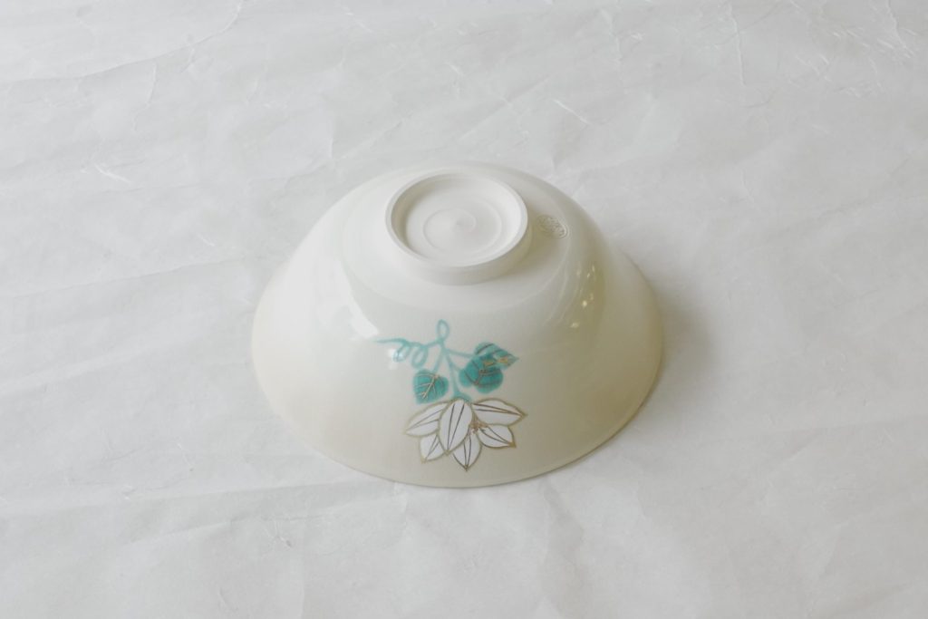 茶道 茶の湯 茶道具 清水焼 鉄線 平茶碗 夏茶碗 抹茶碗 暑い時期 涼しく 冷めやすい 美しい 水々しい さわやか 豪華さ 手におさまる ちょうどいいサイズ 軽い 扱いやすい 日本製 和の器 食器 贈り物 ギフト 記念品 引出物 法要 お返し 専門店 リアル店舗 高品質 安らぎ いやし よりおいしく 安心 機能的 長持ち 人気 おすすめ 高機能 ネット通販 ネットショップ セレクトショップ 欲しい 購入 買う 買い物 岐阜県 岐阜市 美殿町 小林漆陶 特別な 選び抜かれた 品質重視 使いやすい 格安 老舗 誕生日 結婚 出産 入学 退職 母の日 父の日 敬老の日 クリスマス プレゼント 叙勲 長寿 新築 お祝い 御礼 内祝い 外国土産 海外みやげ 実店舗 使うと分かる 職人技 日本一の品揃え 日本一の在庫数 専門知識 百貨店にない 手作り お洒落 高級品 希少価値 上質な器 伝統工芸品 コスパ お値打ち お買い得 堅牢 飽きない 永く使える お気に入り 国産 料理が映える 満足感 豊かな食生活 豊かな食文化 こだわりの器 日本文化 他にない ここにしかない オリジナル 独自の 個性的 ここでしか買えない 超レアもの 一品もの 現品限り 入手困難 いい器 匠の技 美しい 実用的 外人が喜ぶ店 外人が珍しがる店 外人がうれしい店 日本各地の一級品を売る店 日本全国の器を売る店 本当にいいもの コスパ高い 一流品 修理 選りすぐりの逸品 周年記念 永年勤続表彰 退職記念 卒業記念 日本土産 岐阜土産 岐阜のおみやげ 岐阜の特産品 料理を引き立てる器 高級店 一流店 岐阜で一番 東海で一番 中部で一番 日本で一番 おしゃれな店 地域一番店