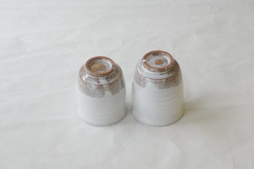 陶器　萩焼　手作り　白釉　夫婦湯呑　湯呑茶碗　ろくろ挽き　ろくろ目　味わい　飲みやすい　使いやすい　貫入　萩の七変化　永く使える　逸品　日本製　和の器　食器　贈り物　ギフト　記念品　引出物　法要　お返し　専門店 リアル店舗　高品質　安らぎ　いやし　よりおいしく　安心　機能的　長持ち　人気　おすすめ　高機能　ネット通販　ネットショップ　セレクトショップ　欲しい　購入　買う　買い物　岐阜県　岐阜市　美殿町　小林漆陶　特別な　選び抜かれた　品質重視　使いやすい　格安　老舗　誕生日　結婚　出産　入学　退職　母の日　父の日　敬老の日　クリスマス　プレゼント　叙勲　長寿　新築　お祝い　御礼　内祝い　外国土産　海外みやげ　実店舗　使うと分かる　職人技 日本一の品揃え　日本一の在庫数　専門知識　百貨店にない　手作り　お洒落　高級品　希少価値　上質な器 伝統工芸品　コスパ　お値打ち　お買い得　堅牢　飽きない　永く使える　お気に入り　国産　料理が映える　満足感　豊かな食生活　豊かな食文化　こだわりの器　日本文化　他にない　ここにしかない　オリジナル　独自の　個性的　ここでしか買えない　超レアもの　一品もの　現品限り　入手困難　いい器　匠の技　美しい　実用的　外人が喜ぶ店　外人が珍しがる店　外人がうれしい店　日本各地の一級品を売る店　日本全国の器を売る店　本当にいいもの コスパ高い　一流品　修理　選りすぐりの逸品　周年記念　永年勤続表彰　退職記念　卒業記念　日本土産　岐阜土産　岐阜のおみやげ　岐阜の特産品　料理を引き立てる器　高級店　一流店　岐阜で一番　東海で一番　中部で一番　日本で一番　おしゃれな店　地域一番店
