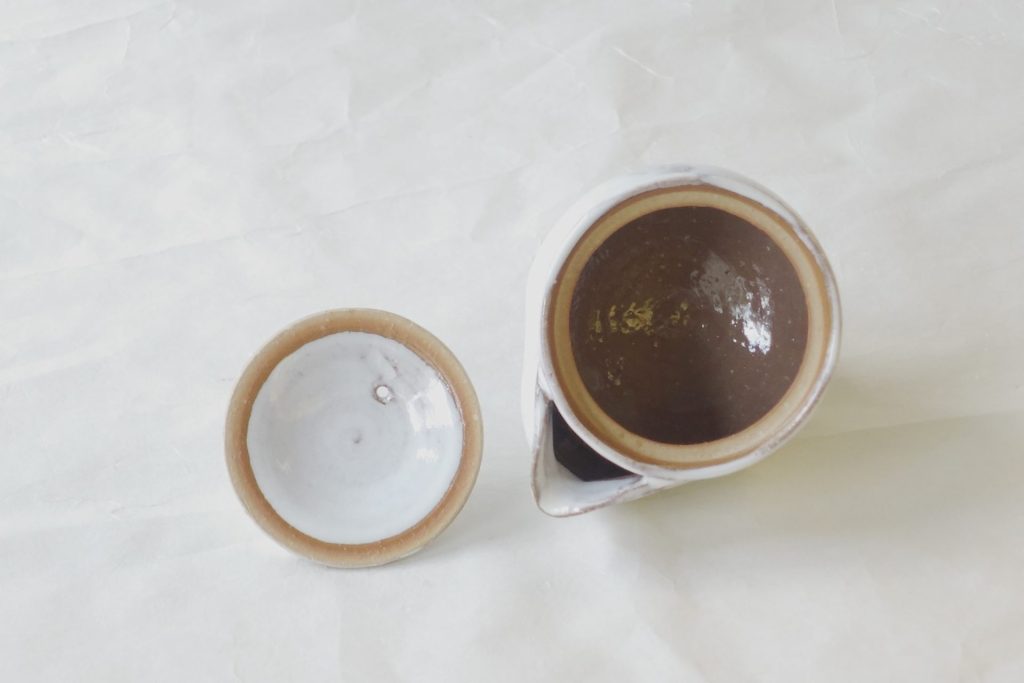 陶器 萩焼 宝瓶 ほうびん 急須 煎茶道 玉露 ろくろ挽き 白釉 使いやすい 洗いやすい 力強い造形 湯垂れしない 高い技術 シンプル 永く使える 逸品 日本製 和の器 食器 贈り物 ギフト 記念品 引出物 法要 お返し 専門店 リアル店舗 高品質 安らぎ いやし よりおいしく 安心 機能的 長持ち 人気 おすすめ 高機能 ネット通販 ネットショップ セレクトショップ 欲しい 購入 買う 買い物 岐阜県 岐阜市 美殿町 小林漆陶 特別な 選び抜かれた 品質重視 使いやすい 格安 老舗 誕生日 結婚 出産 入学 退職 母の日 父の日 敬老の日 クリスマス プレゼント 叙勲 長寿 新築 お祝い 御礼 内祝い 外国土産 海外みやげ 実店舗 使うと分かる 職人技 日本一の品揃え 日本一の在庫数 専門知識 百貨店にない 手作り お洒落 高級品 希少価値 上質な器 伝統工芸品 コスパ お値打ち お買い得 堅牢 飽きない 永く使える お気に入り 国産 料理が映える 満足感 豊かな食生活 豊かな食文化 こだわりの器 日本文化 他にない ここにしかない オリジナル 独自の 個性的 ここでしか買えない 超レアもの 一品もの 現品限り 入手困難 いい器 匠の技 美しい 実用的 外人が喜ぶ店 外人が珍しがる店 外人がうれしい店 日本各地の一級品を売る店 日本全国の器を売る店 本当にいいもの コスパ高い 一流品 修理 選りすぐりの逸品 周年記念 永年勤続表彰 退職記念 卒業記念 日本土産 岐阜土産 岐阜のおみやげ 岐阜の特産品 料理を引き立てる器 高級店 一流店 岐阜で一番 東海で一番 中部で一番 日本で一番 おしゃれな店 地域一番店