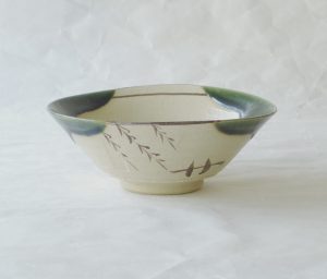 茶道　茶の湯　茶道具　赤津焼　松本鉄山　織部　抹茶碗　ろくろ成形　平茶碗　暑い時期　涼しく　抹茶　冷めやすい　亭主のおもてなし　土もの　技術が高い　薄い　繊細　軽い　鉄絵　ろくろ目　削ぎ　貫入　味わい　落ち着いた　茶の湯の原点　侘び　日本製,和の器,食器,贈り物,ギフト,記念品,引出物,法要,お返し,専門店,リアル店舗,高品質,安らぎ,いやし,よりおいしく,安心,機能的,長持ち,人気,おすすめ,高機能,ネット通販,ネットショップ,セレクトショップ,欲しい,購入,買う,買い物,岐阜県,岐阜市,美殿町,小林漆陶,陶器店,漆器店,茶道具店,特別な,選び抜かれた,品質重視,使いやすい,格安,老舗,誕生日,結婚,出産,入学,退職,母の日,父の日,敬老の日,クリスマス,プレゼント,叙勲,長寿,新築,お祝い,御礼,内祝い,外国土産,海外みやげ,実店舗,使うと分かる,職人技,日本一の品揃え,日本一の在庫数,専門知識,百貨店にない,手作り,お洒落,高級品,希少価値,上質な器,伝統工芸品,コスパ,お値打ち,お買い得,堅牢,飽きない,永く使える,お気に入り,国産,料理が映える,満足感,豊かな食生活,豊かな食文化,こだわりの器,日本文化,他にない,ここにしかない,オリジナル,独自の,個性的,ここでしか買えない,超レアもの,一品もの,現品限り,入手困難,いい器,匠の技,美しい,実用的,外人が喜ぶ店,外人が珍しがる店,外人がうれしい店,日本各地の一級品を売る店,日本全国の器を売る店,本当にいいもの,コスパ高い,一流品,修理,選りすぐりの逸品,周年記念,永年勤続表彰,退職記念,卒業記念,日本土産,岐阜土産,岐阜のおみやげ,岐阜の特産品,料理を引き立てる器,高級店,一流店,岐阜で一番,東海で一番,中部で一番,日本で一番,おしゃれな店,地域一番店, Japanesetableware,,Japanesecrafts,,Japaneseceramics,,Japanesepottery,,Handcrafted,,,,TraditionalCrafts,,Japaneseculture,Traditionalart,,Japaneseteautensils,,TeaCeremony,