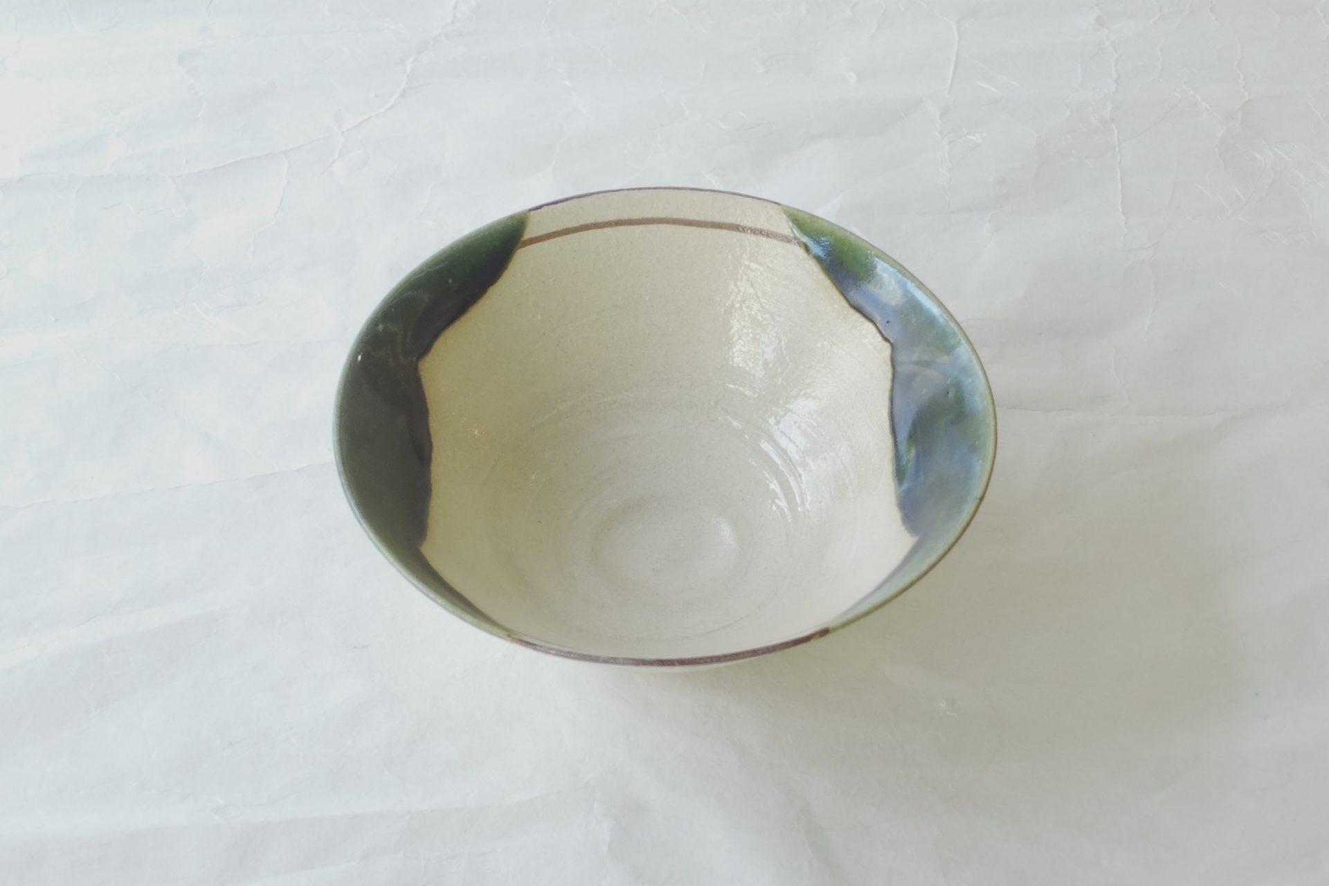 茶道　茶の湯　茶道具　赤津焼　松本鉄山　織部　抹茶碗　ろくろ成形　平茶碗　暑い時期　涼しく　抹茶　冷めやすい　亭主のおもてなし　土もの　技術が高い　薄い　繊細　軽い　鉄絵　ろくろ目　削ぎ　貫入　味わい　落ち着いた　茶の湯の原点　侘び　日本製,和の器,食器,贈り物,ギフト,記念品,引出物,法要,お返し,専門店,リアル店舗,高品質,安らぎ,いやし,よりおいしく,安心,機能的,長持ち,人気,おすすめ,高機能,ネット通販,ネットショップ,セレクトショップ,欲しい,購入,買う,買い物,岐阜県,岐阜市,美殿町,小林漆陶,陶器店,漆器店,茶道具店,特別な,選び抜かれた,品質重視,使いやすい,格安,老舗,誕生日,結婚,出産,入学,退職,母の日,父の日,敬老の日,クリスマス,プレゼント,叙勲,長寿,新築,お祝い,御礼,内祝い,外国土産,海外みやげ,実店舗,使うと分かる,職人技,日本一の品揃え,日本一の在庫数,専門知識,百貨店にない,手作り,お洒落,高級品,希少価値,上質な器,伝統工芸品,コスパ,お値打ち,お買い得,堅牢,飽きない,永く使える,お気に入り,国産,料理が映える,満足感,豊かな食生活,豊かな食文化,こだわりの器,日本文化,他にない,ここにしかない,オリジナル,独自の,個性的,ここでしか買えない,超レアもの,一品もの,現品限り,入手困難,いい器,匠の技,美しい,実用的,外人が喜ぶ店,外人が珍しがる店,外人がうれしい店,日本各地の一級品を売る店,日本全国の器を売る店,本当にいいもの,コスパ高い,一流品,修理,選りすぐりの逸品,周年記念,永年勤続表彰,退職記念,卒業記念,日本土産,岐阜土産,岐阜のおみやげ,岐阜の特産品,料理を引き立てる器,高級店,一流店,岐阜で一番,東海で一番,中部で一番,日本で一番,おしゃれな店,地域一番店, Japanesetableware,,Japanesecrafts,,Japaneseceramics,,Japanesepottery,,Handcrafted,,,,TraditionalCrafts,,Japaneseculture,Traditionalart,,Japaneseteautensils,,TeaCeremony,