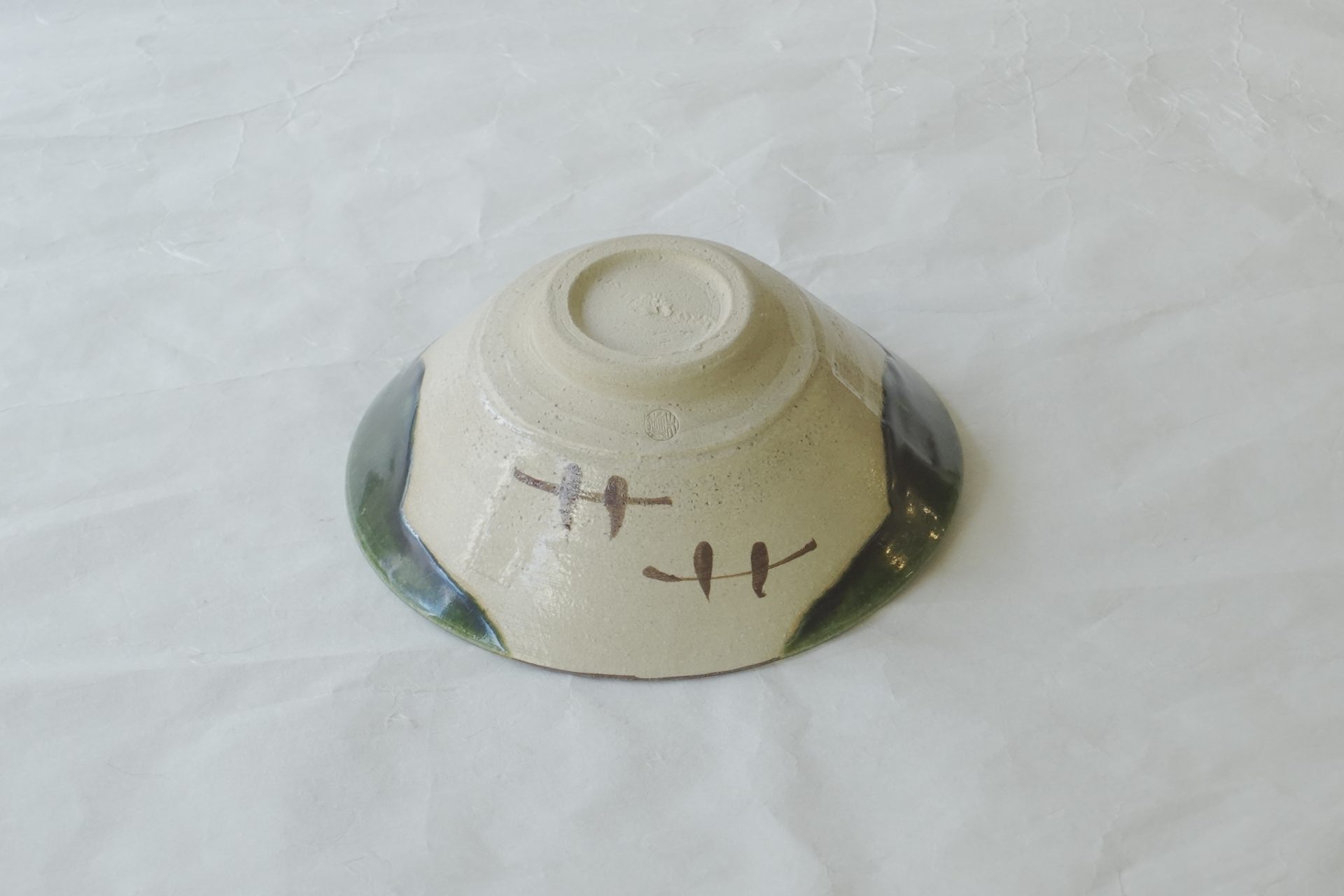 茶道　茶の湯　茶道具　赤津焼　松本鉄山　織部　抹茶碗　ろくろ成形　平茶碗　暑い時期　涼しく　抹茶　冷めやすい　亭主のおもてなし　土もの　技術が高い　薄い　繊細　軽い　鉄絵　ろくろ目　削ぎ　貫入　味わい　落ち着いた　茶の湯の原点　侘び　日本製,和の器,食器,贈り物,ギフト,記念品,引出物,法要,お返し,専門店,リアル店舗,高品質,安らぎ,いやし,よりおいしく,安心,機能的,長持ち,人気,おすすめ,高機能,ネット通販,ネットショップ,セレクトショップ,欲しい,購入,買う,買い物,岐阜県,岐阜市,美殿町,小林漆陶,陶器店,漆器店,茶道具店,特別な,選び抜かれた,品質重視,使いやすい,格安,老舗,誕生日,結婚,出産,入学,退職,母の日,父の日,敬老の日,クリスマス,プレゼント,叙勲,長寿,新築,お祝い,御礼,内祝い,外国土産,海外みやげ,実店舗,使うと分かる,職人技,日本一の品揃え,日本一の在庫数,専門知識,百貨店にない,手作り,お洒落,高級品,希少価値,上質な器,伝統工芸品,コスパ,お値打ち,お買い得,堅牢,飽きない,永く使える,お気に入り,国産,料理が映える,満足感,豊かな食生活,豊かな食文化,こだわりの器,日本文化,他にない,ここにしかない,オリジナル,独自の,個性的,ここでしか買えない,超レアもの,一品もの,現品限り,入手困難,いい器,匠の技,美しい,実用的,外人が喜ぶ店,外人が珍しがる店,外人がうれしい店,日本各地の一級品を売る店,日本全国の器を売る店,本当にいいもの,コスパ高い,一流品,修理,選りすぐりの逸品,周年記念,永年勤続表彰,退職記念,卒業記念,日本土産,岐阜土産,岐阜のおみやげ,岐阜の特産品,料理を引き立てる器,高級店,一流店,岐阜で一番,東海で一番,中部で一番,日本で一番,おしゃれな店,地域一番店, Japanesetableware,,Japanesecrafts,,Japaneseceramics,,Japanesepottery,,Handcrafted,,,,TraditionalCrafts,,Japaneseculture,Traditionalart,,Japaneseteautensils,,TeaCeremony,