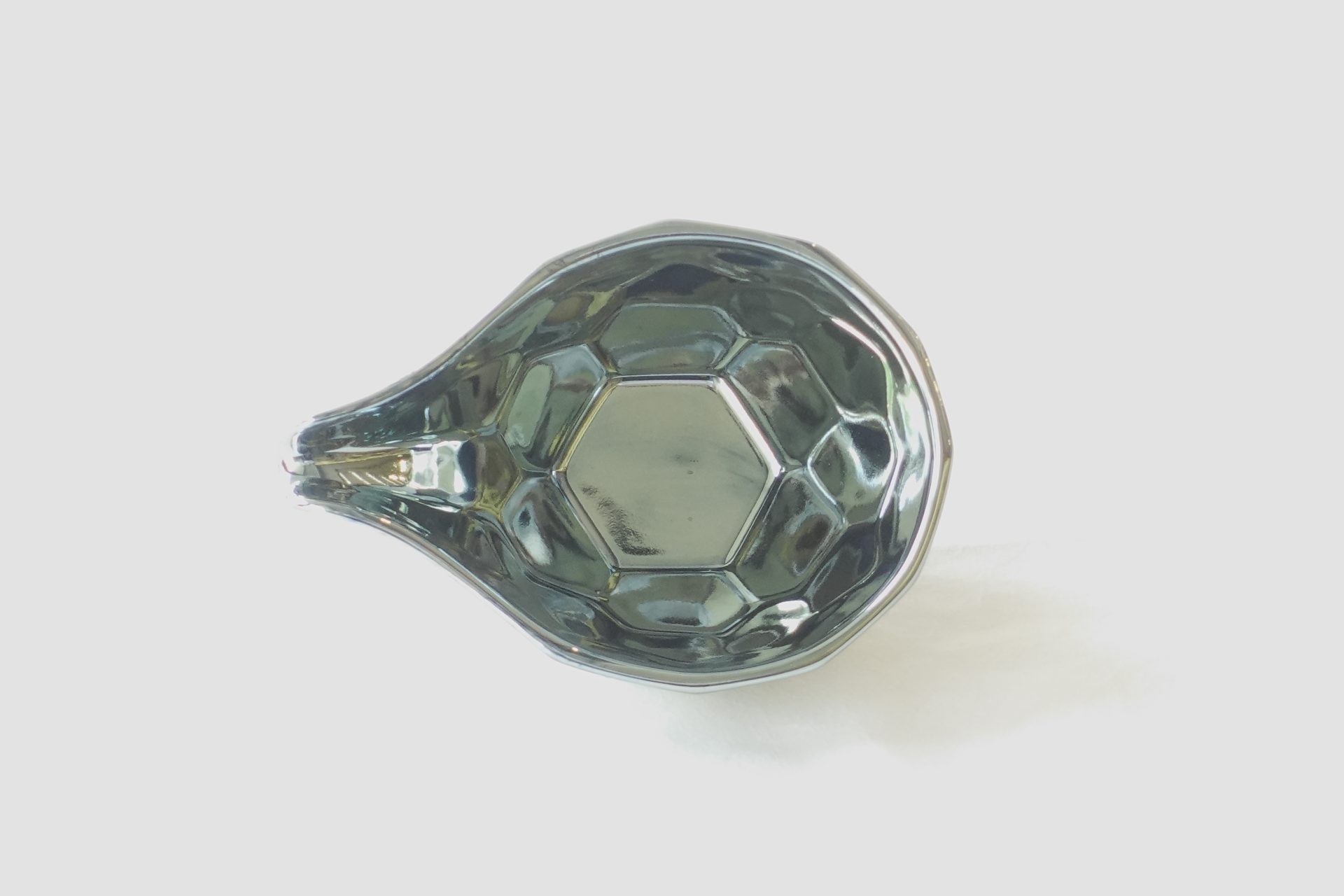 美濃焼 冷酒器 注器 光沢 プラチナ色 シルバー 特別感 高級感 変形 亀甲 清涼感 きれい 美しい 透明感 日本製 和の器 食器 贈り物 ギフト 記念品 引出物 法要 お返し 専門店 リアル店舗 高品質 安らぎ いやし よりおいしく 安心 機能的 長持ち 人気 おすすめ 高機能 ネット通販 ネットショップ オンラインショップ セレクトショップ 欲しい 購入 買う 買い物 岐阜県 岐阜市 美殿町 小林漆陶 陶器店 漆器店 茶道具店 特別な 選び抜かれた 品質重視 使いやすい 格安 老舗 誕生日 結婚 出産 入学 退職 母の日 父の日 敬老の日 クリスマス プレゼント 叙勲 長寿 新築 お祝い 御礼 内祝い 外国土産 海外みやげ 実店舗 使うと分かる 職人技 日本一の品揃え 日本一の在庫数 専門知識 百貨店にない 手作り お洒落 高級品 希少価値 上質な器 伝統工芸品 コスパ お値打ち お買い得 堅牢 飽きない 永く使える お気に入り 国産 料理が映える 満足感 豊かな食生活 豊かな食文化 こだわりの器 日本文化 他にない ここにしかない オリジナル 独自の 個性的 ここでしか買えない 超レアもの 一品もの 現品限り 入手困難 いい器 匠の技 美しい 実用的 外人が喜ぶ店 外人が珍しがる店 外人がうれしい店 日本各地の一級品を売る店 日本全国の器を売る店 本当にいいもの コスパ高い 一流品 修理 選りすぐりの逸品 周年記念 永年勤続表彰 退職記念 卒業記念 日本土産 岐阜土産 岐阜のおみやげ 岐阜の特産品 料理を引き立てる器 高級店 一流店 岐阜で一番 東海で一番 中部で一番 日本で一番 おしゃれな店 地域一番店 JapanesetablewareJapanesecrafts Japaneseceramics Japanesepottery