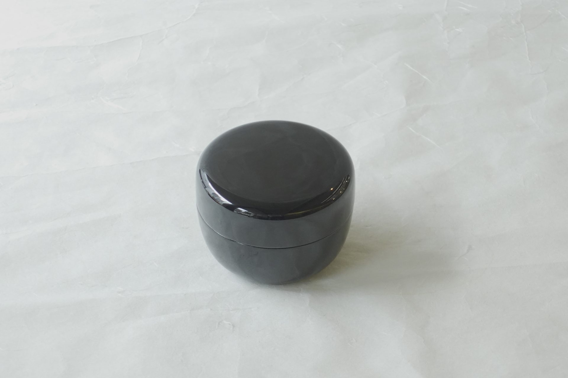 茶道 茶の湯 茶道具 越前塗 木製 茶器 平棗 扱いやすい 黒無地 真塗 シンプル 飽きが来ない 季節も問わない 一年中使える 薄茶器 うるし塗り 高品質 コスパ高い 日本製 和の器 食器 贈り物 ギフト 記念品 引出物 法要 お返し 専門店 リアル店舗 高品質 安らぎ いやし よりおいしく 安心 機能的 長持ち 人気 おすすめ 高機能 ネット通販 ネットショップ オンラインショップ セレクトショップ 欲しい 購入 買う 買い物 岐阜県 岐阜市 美殿町 小林漆陶 陶器店 漆器店 茶道具店 特別な 選び抜かれた 品質重視 使いやすい 格安 老舗 誕生日 結婚 出産 入学 退職 母の日 父の日 敬老の日 クリスマス プレゼント 叙勲 長寿 新築 お祝い 御礼 内祝い 外国土産 海外みやげ 実店舗 使うと分かる 職人技 日本一の品揃え 日本一の在庫数 専門知識 百貨店にない 手作り お洒落 高級品 希少価値 上質な器 伝統工芸品 コスパ お値打ち お買い得 堅牢 飽きない 永く使える お気に入り 国産 料理が映える 満足感 豊かな食生活 豊かな食文化 こだわりの器 日本文化 他にない ここにしかない オリジナル 独自の 個性的 ここでしか買えない 超レアもの 一品もの 現品限り 入手困難 いい器 匠の技 美しい 実用的 外人が喜ぶ店 外人が珍しがる店 外人がうれしい店 日本各地の一級品を売る店 日本全国の器を売る店 本当にいいもの コスパ高い 一流品 修理 選りすぐりの逸品 周年記念 永年勤続表彰 退職記念 卒業記念 日本土産 岐阜土産 岐阜のおみやげ 岐阜の特産品 料理を引き立てる器 高級店 一流店 岐阜で一番 東海で一番 中部で一番 日本で一番 おしゃれな店 地域一番店 JapanesetablewareJapanesecrafts Handcrafted TraditionalCrafts Japaneseculture Traditionalart Japaneseteautensils TeaCeremony Japaneselacquerware