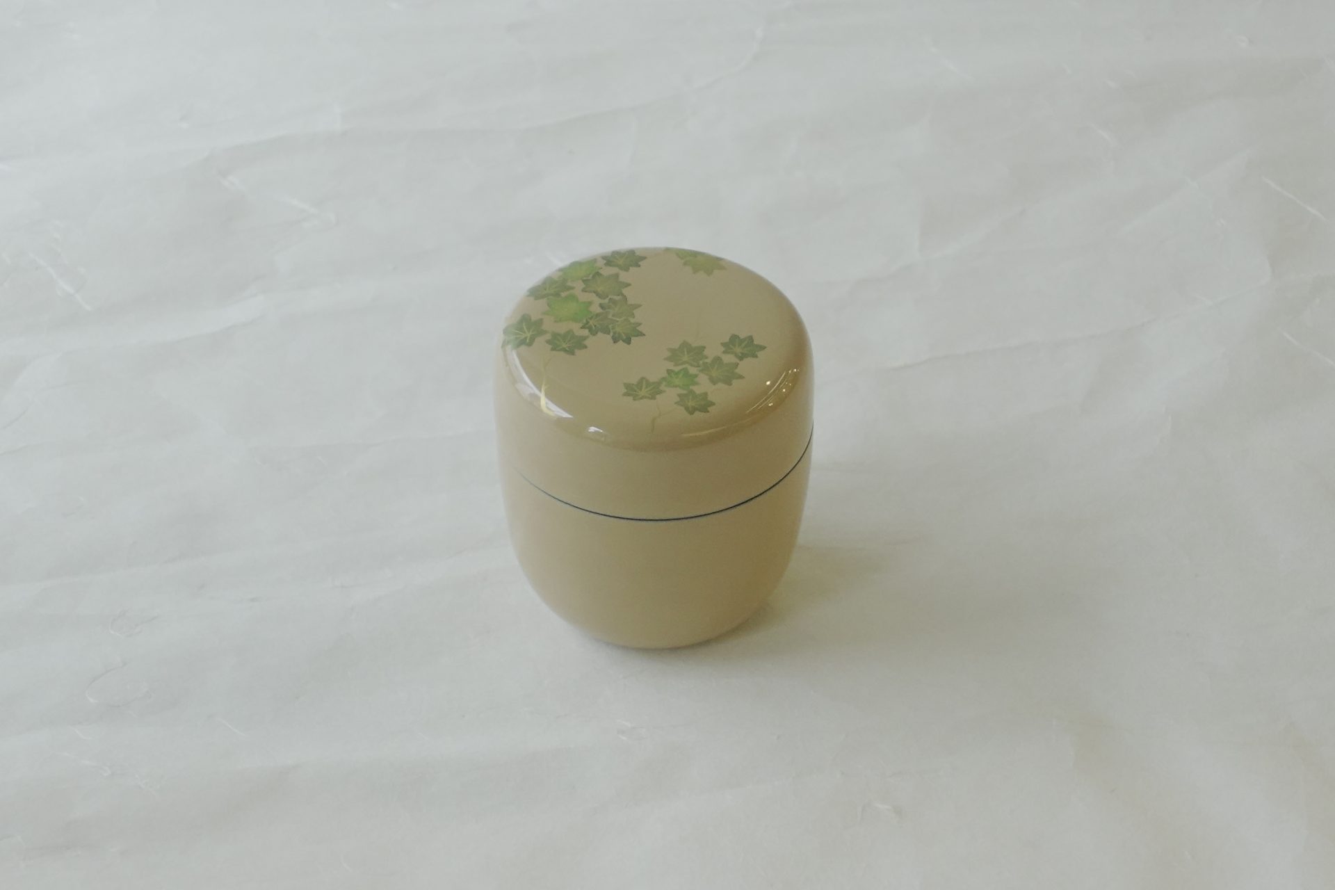茶道 茶の湯 茶道具 越前塗 中棗 蒔絵 うるし 木製 茶器 薄茶 白うるし 青楓 豪華 流水 涼し気 貝 螺鈿 青く光る さわやか 日本製 和の器 食器 贈り物 ギフト 記念品 引出物 法要 お返し 専門店 リアル店舗 高品質 安らぎ いやし よりおいしく 安心 機能的 長持ち 人気 おすすめ 高機能 ネット通販 ネットショップ オンラインショップ セレクトショップ 欲しい 購入 買う 買い物 岐阜県 岐阜市 美殿町 小林漆陶 陶器店 漆器店 茶道具店 特別な 選び抜かれた 品質重視 使いやすい 格安 老舗 誕生日 結婚 出産 入学 退職 母の日 父の日 敬老の日 クリスマス プレゼント 叙勲 長寿 新築 お祝い 御礼 内祝い 外国土産 海外みやげ 実店舗 使うと分かる 職人技 日本一の品揃え 日本一の在庫数 専門知識 百貨店にない 手作り お洒落 高級品 希少価値 上質な器 伝統工芸品 コスパ お値打ち お買い得 堅牢 飽きない 永く使える お気に入り 国産 料理が映える 満足感 豊かな食生活 豊かな食文化 こだわりの器 日本文化 他にない ここにしかない オリジナル 独自の 個性的 ここでしか買えない 超レアもの 一品もの 現品限り 入手困難 いい器 匠の技 美しい 実用的 外人が喜ぶ店 外人が珍しがる店 外人がうれしい店 日本各地の一級品を売る店 日本全国の器を売る店 本当にいいもの コスパ高い 一流品 修理 選りすぐりの逸品 周年記念 永年勤続表彰 退職記念 卒業記念 日本土産 岐阜土産 岐阜のおみやげ 岐阜の特産品 料理を引き立てる器 高級店 一流店 岐阜で一番 東海で一番 中部で一番 日本で一番 おしゃれな店 地域一番店 JapanesetablewareJapanesecrafts Handcrafted TraditionalCrafts Japaneseculture Traditionalart Japaneseteautensils TeaCeremony Japaneselacquerware