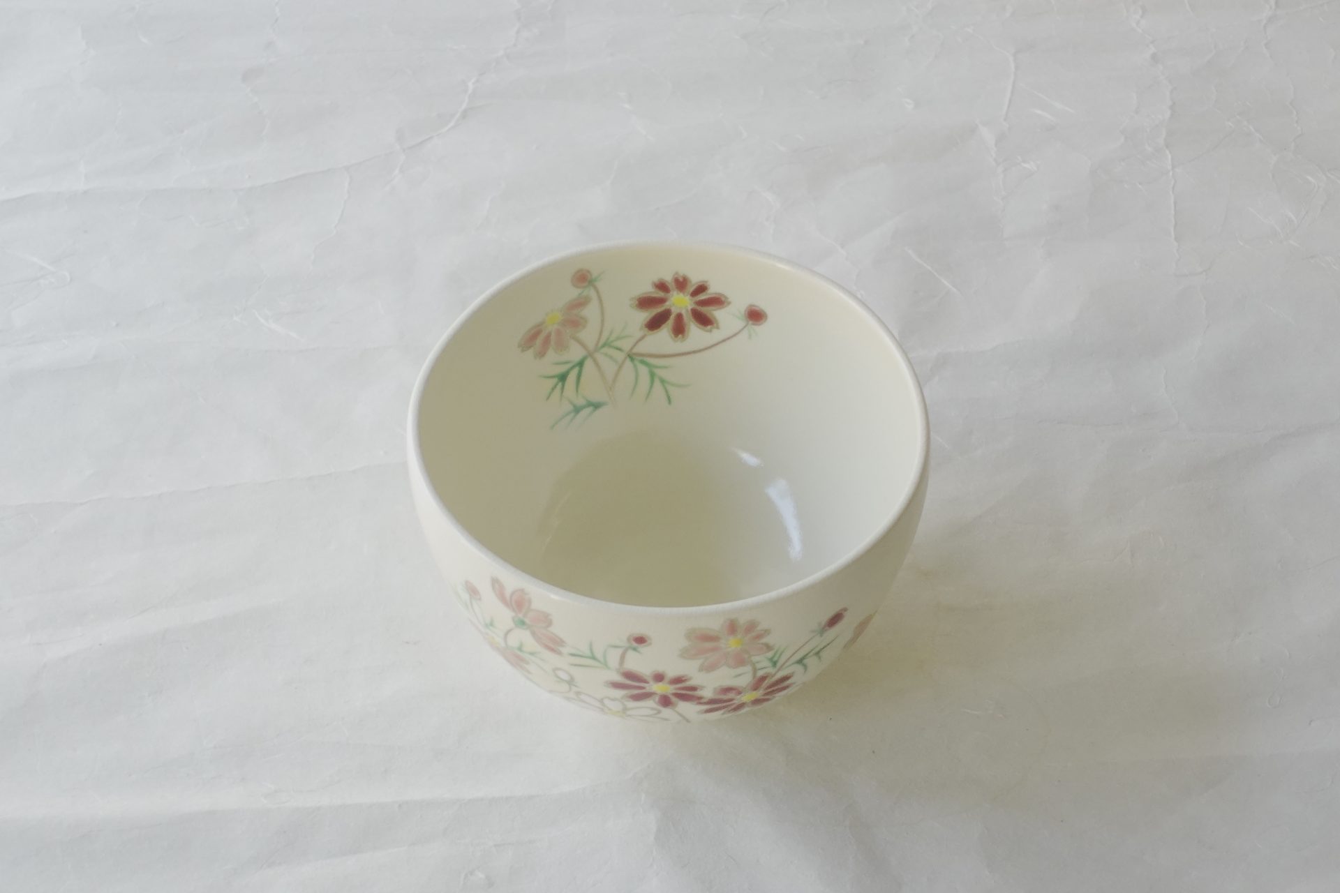 茶道 茶の湯 茶道具 清水焼 尚音 コスモス 抹茶碗 手描き 水々しい すがすがしい 豪華 多くの手間 高い技術 ろくろ目 軽い 手に馴染む 色絵 貫入 かわいらしい 日本製 和の器 食器 贈り物 ギフト 記念品 引出物 法要 お返し 専門店 リアル店舗 高品質 安らぎ いやし よりおいしく 安心 機能的 長持ち 人気 おすすめ 高機能 ネット通販 ネットショップ オンラインショップ セレクトショップ 欲しい 購入 買う 買い物 岐阜県 岐阜市 美殿町 小林漆陶 陶器店 漆器店 茶道具店 特別な 選び抜かれた 品質重視 使いやすい 格安 老舗 誕生日 結婚 出産 入学 退職 母の日 父の日 敬老の日 クリスマス プレゼント 叙勲 長寿 新築 お祝い 御礼 内祝い 外国土産 海外みやげ 実店舗 使うと分かる 職人技 日本一の品揃え 日本一の在庫数 専門知識 百貨店にない 手作り お洒落 高級品 希少価値 上質な器 伝統工芸品 コスパ お値打ち お買い得 堅牢 飽きない 永く使える お気に入り 国産 料理が映える 満足感 豊かな食生活 豊かな食文化 こだわりの器 日本文化 他にない ここにしかない オリジナル 独自の 個性的 ここでしか買えない 超レアもの 一品もの 現品限り 入手困難 いい器 匠の技 美しい 実用的 外人が喜ぶ店 外人が珍しがる店 外人がうれしい店 日本各地の一級品を売る店 日本全国の器を売る店 本当にいいもの コスパ高い 一流品 修理 選りすぐりの逸品 周年記念 永年勤続表彰 退職記念 卒業記念 日本土産 岐阜土産 岐阜のおみやげ 岐阜の特産品 料理を引き立てる器 高級店 一流店 岐阜で一番 東海で一番 中部で一番 日本で一番 おしゃれな店 地域一番店 JapanesetablewareJapanesecrafts Japaneseceramics Japanesepottery Handcrafted TraditionalCrafts Japaneseculture Traditionalart Japaneseteautensils TeaCeremony