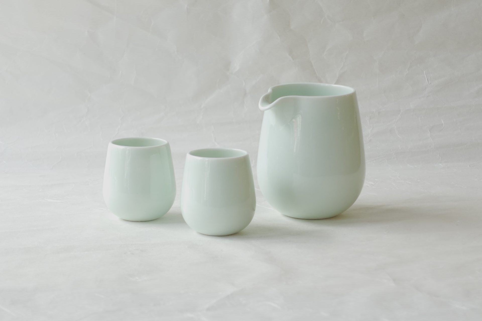 陶磁器 波佐見焼 青磁 冷酒器 注器 ぐい呑み 白磁 セット 美しい さわやか やわらかい 雰囲気 お洒落 シンプル 飽きが来ない 永く使える 酒器 日本製 和の器 食器 贈り物 ギフト 記念品 引出物 法要 お返し 専門店 リアル店舗 高品質 安らぎ いやし よりおいしく 安心 機能的 長持ち 人気 おすすめ 高機能 ネット通販 ネットショップ オンラインショップ セレクトショップ 欲しい 購入 買う 買い物 岐阜県 岐阜市 美殿町 小林漆陶 陶器店 漆器店 茶道具店 特別な 選び抜かれた 品質重視 使いやすい 格安 老舗 誕生日 結婚 出産 入学 退職 母の日 父の日 敬老の日 クリスマス プレゼント 叙勲 長寿 新築 お祝い 御礼 内祝い 外国土産 海外みやげ 実店舗 使うと分かる 職人技 日本一の品揃え 日本一の在庫数 専門知識 百貨店にない 手作り お洒落 高級品 希少価値 上質な器 伝統工芸品 コスパ お値打ち お買い得 堅牢 飽きない 永く使える お気に入り 国産 料理が映える 満足感 豊かな食生活 豊かな食文化 こだわりの器 日本文化 他にない ここにしかない オリジナル 独自の 個性的 ここでしか買えない 超レアもの 一品もの 現品限り 入手困難 いい器 匠の技 美しい 実用的 外人が喜ぶ店 外人が珍しがる店 外人がうれしい店 日本各地の一級品を売る店 日本全国の器を売る店 本当にいいもの コスパ高い 一流品 修理 選りすぐりの逸品 周年記念 永年勤続表彰 退職記念 卒業記念 日本土産 岐阜土産 岐阜のおみやげ 岐阜の特産品 料理を引き立てる器 高級店 一流店 岐阜で一番 東海で一番 中部で一番 日本で一番 おしゃれな店 地域一番店 JapanesetablewareJapanesecrafts Japaneseceramics Japanesepottery