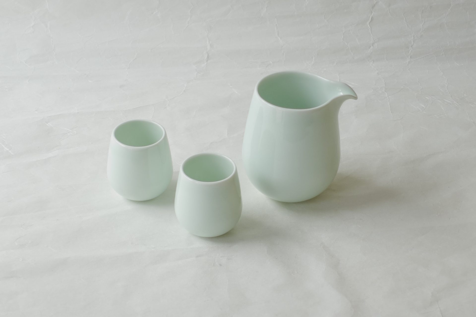 陶磁器 波佐見焼 青磁 冷酒器 注器 ぐい呑み 白磁 セット 美しい さわやか やわらかい 雰囲気 お洒落 シンプル 飽きが来ない 永く使える 酒器 日本製 和の器 食器 贈り物 ギフト 記念品 引出物 法要 お返し 専門店 リアル店舗 高品質 安らぎ いやし よりおいしく 安心 機能的 長持ち 人気 おすすめ 高機能 ネット通販 ネットショップ オンラインショップ セレクトショップ 欲しい 購入 買う 買い物 岐阜県 岐阜市 美殿町 小林漆陶 陶器店 漆器店 茶道具店 特別な 選び抜かれた 品質重視 使いやすい 格安 老舗 誕生日 結婚 出産 入学 退職 母の日 父の日 敬老の日 クリスマス プレゼント 叙勲 長寿 新築 お祝い 御礼 内祝い 外国土産 海外みやげ 実店舗 使うと分かる 職人技 日本一の品揃え 日本一の在庫数 専門知識 百貨店にない 手作り お洒落 高級品 希少価値 上質な器 伝統工芸品 コスパ お値打ち お買い得 堅牢 飽きない 永く使える お気に入り 国産 料理が映える 満足感 豊かな食生活 豊かな食文化 こだわりの器 日本文化 他にない ここにしかない オリジナル 独自の 個性的 ここでしか買えない 超レアもの 一品もの 現品限り 入手困難 いい器 匠の技 美しい 実用的 外人が喜ぶ店 外人が珍しがる店 外人がうれしい店 日本各地の一級品を売る店 日本全国の器を売る店 本当にいいもの コスパ高い 一流品 修理 選りすぐりの逸品 周年記念 永年勤続表彰 退職記念 卒業記念 日本土産 岐阜土産 岐阜のおみやげ 岐阜の特産品 料理を引き立てる器 高級店 一流店 岐阜で一番 東海で一番 中部で一番 日本で一番 おしゃれな店 地域一番店 JapanesetablewareJapanesecrafts Japaneseceramics Japanesepottery