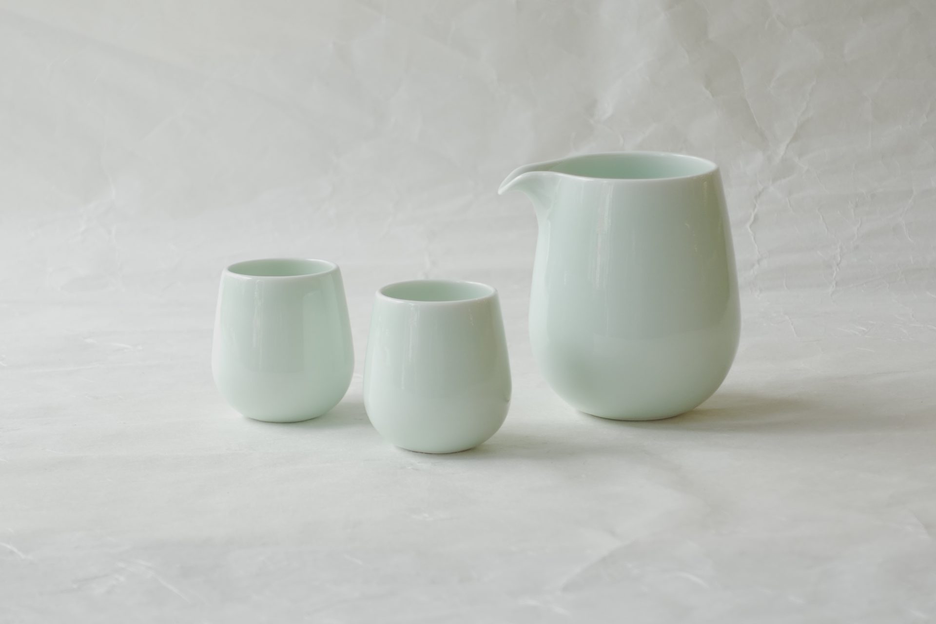 陶磁器 波佐見焼 青磁 冷酒器 注器 ぐい呑み 白磁 セット 美しい さわやか やわらかい 雰囲気 お洒落 シンプル 飽きが来ない 永く使える 酒器 日本製 和の器 食器 贈り物 ギフト 記念品 引出物 法要 お返し 専門店 リアル店舗 高品質 安らぎ いやし よりおいしく 安心 機能的 長持ち 人気 おすすめ 高機能 ネット通販 ネットショップ オンラインショップ セレクトショップ 欲しい 購入 買う 買い物 岐阜県 岐阜市 美殿町 小林漆陶 陶器店 漆器店 茶道具店 特別な 選び抜かれた 品質重視 使いやすい 格安 老舗 誕生日 結婚 出産 入学 退職 母の日 父の日 敬老の日 クリスマス プレゼント 叙勲 長寿 新築 お祝い 御礼 内祝い 外国土産 海外みやげ 実店舗 使うと分かる 職人技 日本一の品揃え 日本一の在庫数 専門知識 百貨店にない 手作り お洒落 高級品 希少価値 上質な器 伝統工芸品 コスパ お値打ち お買い得 堅牢 飽きない 永く使える お気に入り 国産 料理が映える 満足感 豊かな食生活 豊かな食文化 こだわりの器 日本文化 他にない ここにしかない オリジナル 独自の 個性的 ここでしか買えない 超レアもの 一品もの 現品限り 入手困難 いい器 匠の技 美しい 実用的 外人が喜ぶ店 外人が珍しがる店 外人がうれしい店 日本各地の一級品を売る店 日本全国の器を売る店 本当にいいもの コスパ高い 一流品 修理 選りすぐりの逸品 周年記念 永年勤続表彰 退職記念 卒業記念 日本土産 岐阜土産 岐阜のおみやげ 岐阜の特産品 料理を引き立てる器 高級店 一流店 岐阜で一番 東海で一番 中部で一番 日本で一番 おしゃれな店 地域一番店 JapanesetablewareJapanesecrafts Japaneseceramics Japanesepottery