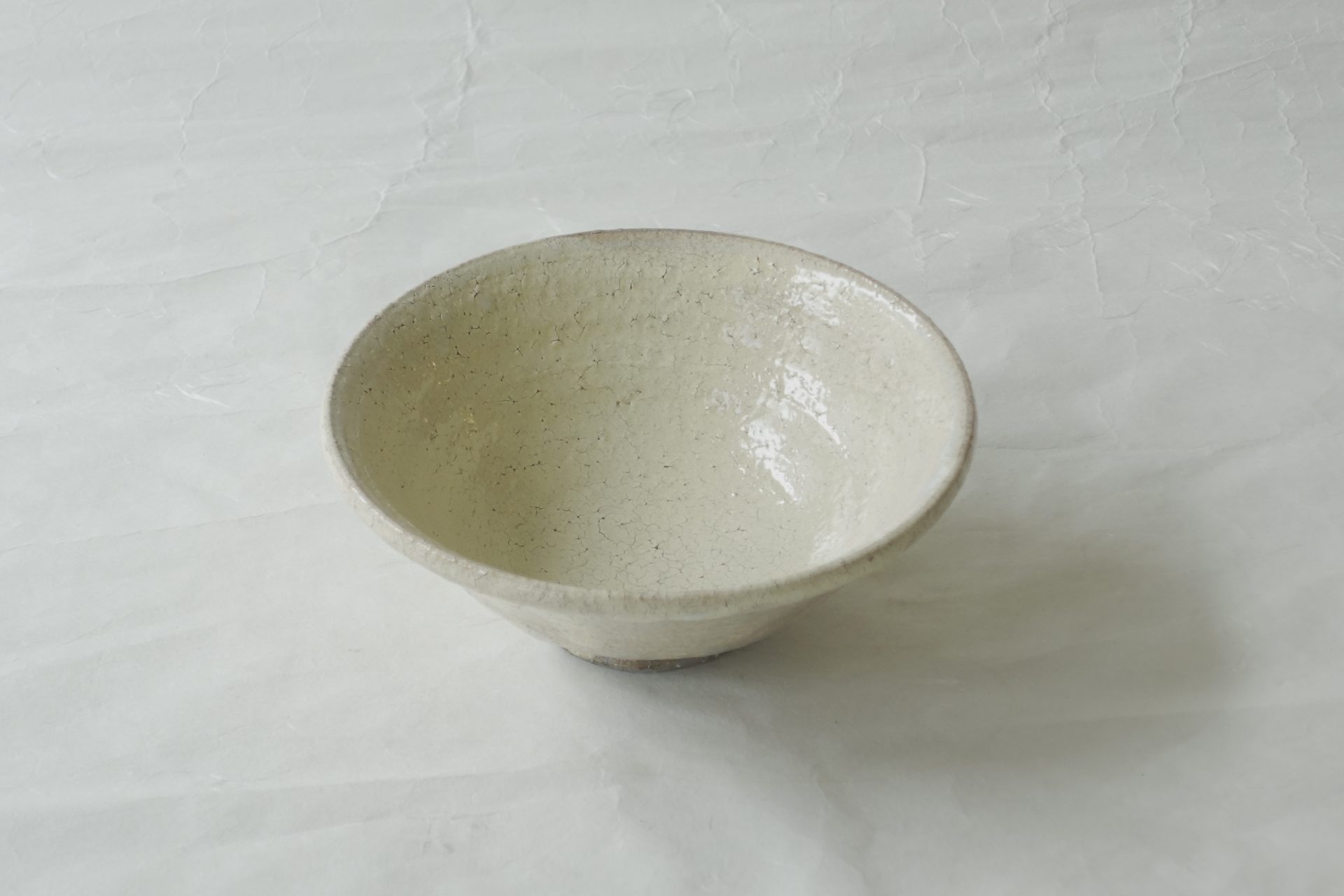 茶道 茶の湯 茶道具 萩焼 林紅陽 平茶碗 夏茶碗 抹茶碗 暑い時期 冷めやすい ビワ釉 趣 やわらかい風合い ろくろ目 貫入 荒々しさ かいらぎ ひび状 景色 力強い 飲みやすい 萩の七変化 味わい深い 日本製 和の器 食器 贈り物 ギフト 記念品 引出物 法要 お返し 専門店 リアル店舗 高品質 安らぎ いやし よりおいしく 安心 機能的 長持ち 人気 おすすめ 高機能 ネット通販 ネットショップ オンラインショップ セレクトショップ 欲しい 購入 買う 買い物 岐阜県 岐阜市 美殿町 小林漆陶 陶器店 漆器店 茶道具店 特別な 選び抜かれた 品質重視 使いやすい 格安 老舗 誕生日 結婚 出産 入学 退職 母の日 父の日 敬老の日 クリスマス プレゼント 叙勲 長寿 新築 お祝い 御礼 内祝い 外国土産 海外みやげ 実店舗 使うと分かる 職人技 日本一の品揃え 日本一の在庫数 専門知識 百貨店にない 手作り お洒落 高級品 希少価値 上質な器 伝統工芸品 コスパ お値打ち お買い得 堅牢 飽きない 永く使える お気に入り 国産 料理が映える 満足感 豊かな食生活 豊かな食文化 こだわりの器 日本文化 他にない ここにしかない オリジナル 独自の 個性的 ここでしか買えない 超レアもの 一品もの 現品限り 入手困難 いい器 匠の技 美しい 実用的 外人が喜ぶ店 外人が珍しがる店 外人がうれしい店 日本各地の一級品を売る店 日本全国の器を売る店 本当にいいもの コスパ高い 一流品 修理 選りすぐりの逸品 周年記念 永年勤続表彰 退職記念 卒業記念 日本土産 岐阜土産 岐阜のおみやげ 岐阜の特産品 料理を引き立てる器 高級店 一流店 岐阜で一番 東海で一番 中部で一番 日本で一番 おしゃれな店 地域一番店 JapanesetablewareJapanesecrafts Japaneseceramics Japanesepottery Handcrafted TraditionalCrafts Japaneseculture Traditionalart Japaneseteautensils TeaCeremony