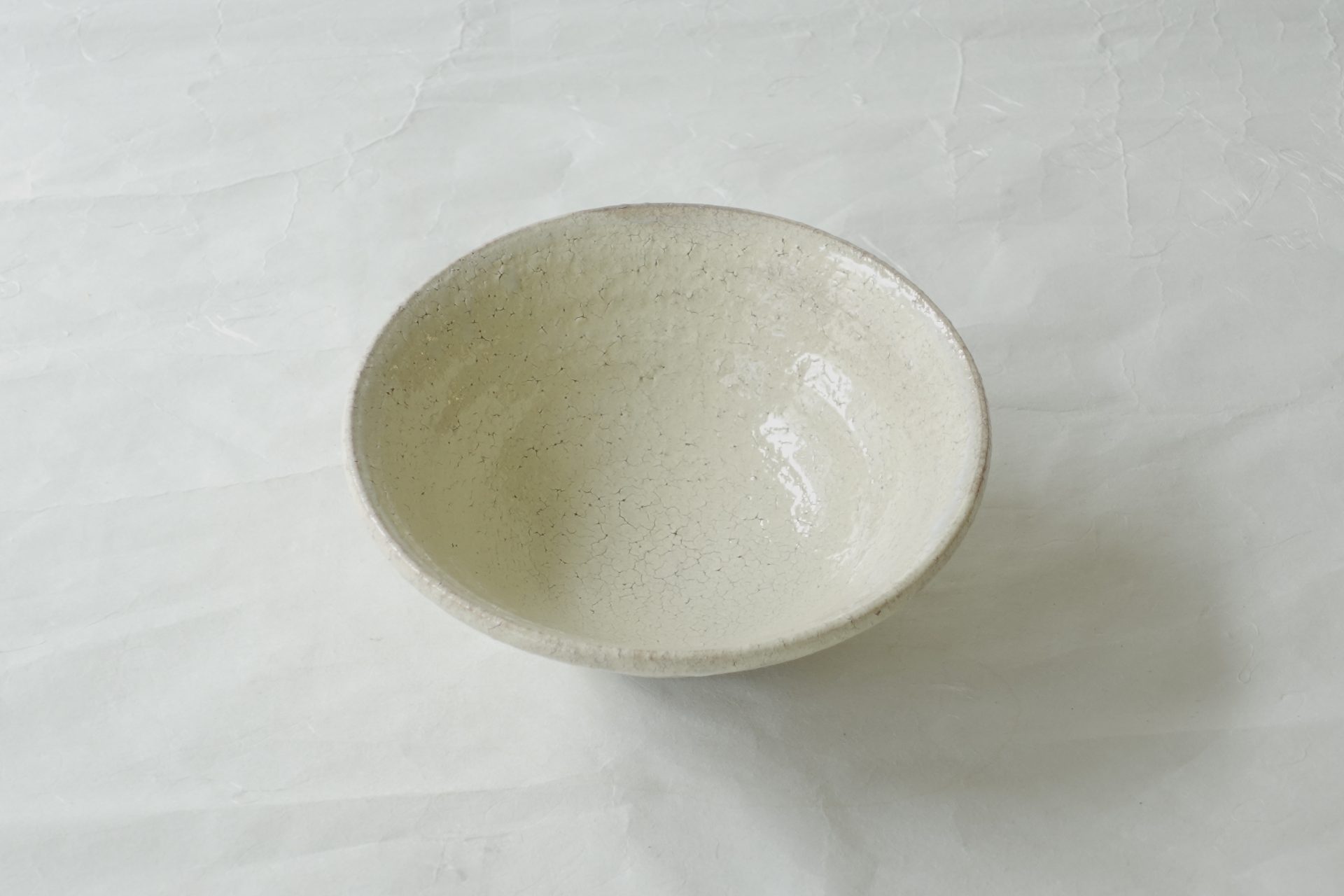茶道 茶の湯 茶道具 萩焼 林紅陽 平茶碗 夏茶碗 抹茶碗 暑い時期 冷めやすい ビワ釉 趣 やわらかい風合い ろくろ目 貫入 荒々しさ かいらぎ ひび状 景色 力強い 飲みやすい 萩の七変化 味わい深い 日本製 和の器 食器 贈り物 ギフト 記念品 引出物 法要 お返し 専門店 リアル店舗 高品質 安らぎ いやし よりおいしく 安心 機能的 長持ち 人気 おすすめ 高機能 ネット通販 ネットショップ オンラインショップ セレクトショップ 欲しい 購入 買う 買い物 岐阜県 岐阜市 美殿町 小林漆陶 陶器店 漆器店 茶道具店 特別な 選び抜かれた 品質重視 使いやすい 格安 老舗 誕生日 結婚 出産 入学 退職 母の日 父の日 敬老の日 クリスマス プレゼント 叙勲 長寿 新築 お祝い 御礼 内祝い 外国土産 海外みやげ 実店舗 使うと分かる 職人技 日本一の品揃え 日本一の在庫数 専門知識 百貨店にない 手作り お洒落 高級品 希少価値 上質な器 伝統工芸品 コスパ お値打ち お買い得 堅牢 飽きない 永く使える お気に入り 国産 料理が映える 満足感 豊かな食生活 豊かな食文化 こだわりの器 日本文化 他にない ここにしかない オリジナル 独自の 個性的 ここでしか買えない 超レアもの 一品もの 現品限り 入手困難 いい器 匠の技 美しい 実用的 外人が喜ぶ店 外人が珍しがる店 外人がうれしい店 日本各地の一級品を売る店 日本全国の器を売る店 本当にいいもの コスパ高い 一流品 修理 選りすぐりの逸品 周年記念 永年勤続表彰 退職記念 卒業記念 日本土産 岐阜土産 岐阜のおみやげ 岐阜の特産品 料理を引き立てる器 高級店 一流店 岐阜で一番 東海で一番 中部で一番 日本で一番 おしゃれな店 地域一番店 JapanesetablewareJapanesecrafts Japaneseceramics Japanesepottery Handcrafted TraditionalCrafts Japaneseculture Traditionalart Japaneseteautensils TeaCeremony