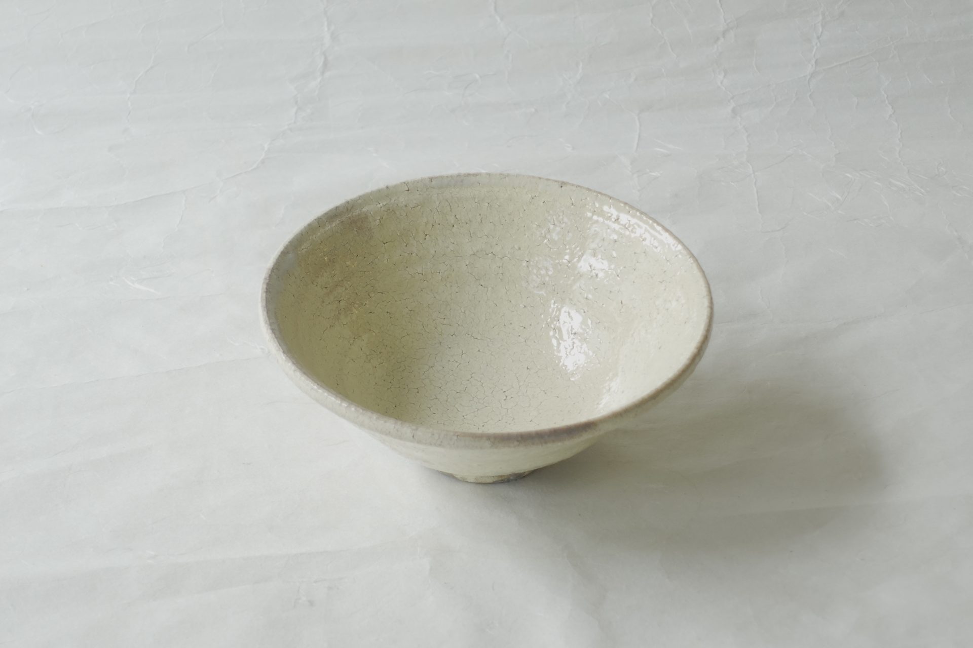茶道 茶の湯 茶道具 萩焼 林紅陽 平茶碗 夏茶碗 抹茶碗 暑い時期 冷めやすい ビワ釉 趣 やわらかい風合い ろくろ目 貫入 荒々しさ かいらぎ ひび状 景色 力強い 飲みやすい 萩の七変化 味わい深い 日本製 和の器 食器 贈り物 ギフト 記念品 引出物 法要 お返し 専門店 リアル店舗 高品質 安らぎ いやし よりおいしく 安心 機能的 長持ち 人気 おすすめ 高機能 ネット通販 ネットショップ オンラインショップ セレクトショップ 欲しい 購入 買う 買い物 岐阜県 岐阜市 美殿町 小林漆陶 陶器店 漆器店 茶道具店 特別な 選び抜かれた 品質重視 使いやすい 格安 老舗 誕生日 結婚 出産 入学 退職 母の日 父の日 敬老の日 クリスマス プレゼント 叙勲 長寿 新築 お祝い 御礼 内祝い 外国土産 海外みやげ 実店舗 使うと分かる 職人技 日本一の品揃え 日本一の在庫数 専門知識 百貨店にない 手作り お洒落 高級品 希少価値 上質な器 伝統工芸品 コスパ お値打ち お買い得 堅牢 飽きない 永く使える お気に入り 国産 料理が映える 満足感 豊かな食生活 豊かな食文化 こだわりの器 日本文化 他にない ここにしかない オリジナル 独自の 個性的 ここでしか買えない 超レアもの 一品もの 現品限り 入手困難 いい器 匠の技 美しい 実用的 外人が喜ぶ店 外人が珍しがる店 外人がうれしい店 日本各地の一級品を売る店 日本全国の器を売る店 本当にいいもの コスパ高い 一流品 修理 選りすぐりの逸品 周年記念 永年勤続表彰 退職記念 卒業記念 日本土産 岐阜土産 岐阜のおみやげ 岐阜の特産品 料理を引き立てる器 高級店 一流店 岐阜で一番 東海で一番 中部で一番 日本で一番 おしゃれな店 地域一番店 JapanesetablewareJapanesecrafts Japaneseceramics Japanesepottery Handcrafted TraditionalCrafts Japaneseculture Traditionalart Japaneseteautensils TeaCeremony