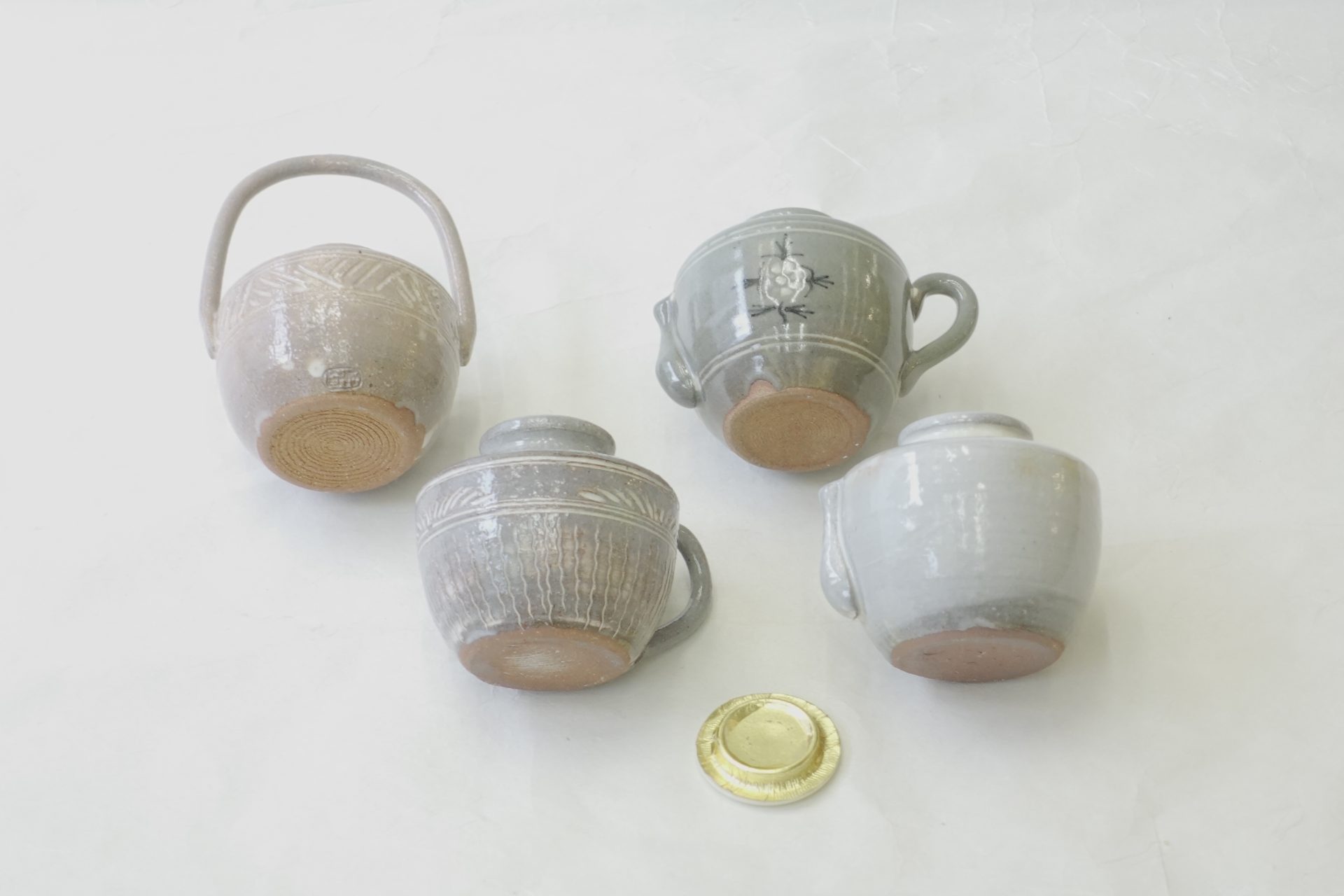 日本製 和の器 食器 贈り物 ギフト 記念品 引出物 法要 お返し 専門店 リアル店舗 高品質 安らぎ いやし よりおいしく 安心 機能的 長持ち 人気 おすすめ 高機能 ネット通販 ネットショップ オンラインショップ セレクトショップ 欲しい 購入 買う 買い物 岐阜県 岐阜市 美殿町 小林漆陶 陶器店 漆器店 茶道具店 特別な 選び抜かれた 品質重視 使いやすい 格安 老舗 誕生日 結婚 出産 入学 退職 母の日 父の日 敬老の日 クリスマス プレゼント 叙勲 長寿 新築 お祝い 御礼 内祝い 外国土産 海外みやげ 実店舗 使うと分かる 職人技 日本一の品揃え 日本一の在庫数 専門知識 百貨店にない 手作り お洒落 高級品 希少価値 上質な器 伝統工芸品 コスパ お値打ち お買い得 堅牢 飽きない 永く使える お気に入り 国産 料理が映える 満足感 豊かな食生活 豊かな食文化 こだわりの器 日本文化 他にない ここにしかない オリジナル 独自の 個性的 ここでしか買えない 超レアもの 一品もの 現品限り 入手困難 いい器 匠の技 美しい 実用的 外人が喜ぶ店 外人が珍しがる店 外人がうれしい店 日本各地の一級品を売る店 日本全国の器を売る店 本当にいいもの コスパ高い 一流品 修理 選りすぐりの逸品 周年記念 永年勤続表彰 退職記念 卒業記念 日本土産 岐阜土産 岐阜のおみやげ 岐阜の特産品 料理を引き立てる器 高級店 一流店 岐阜で一番 東海で一番 中部で一番 日本で一番 おしゃれな店 地域一番店清水焼 水出宋絢 四滴茶入 弦付 手瓶 油滴 水滴 薄茶器 替茶器 御本手 三島 粉引 青磁 JapanesetablewareJapanesecrafts Japaneseceramics Japanesepottery Handcrafted TraditionalCrafts Japaneseculture Traditionalart Japaneseteautensils TeaCeremony