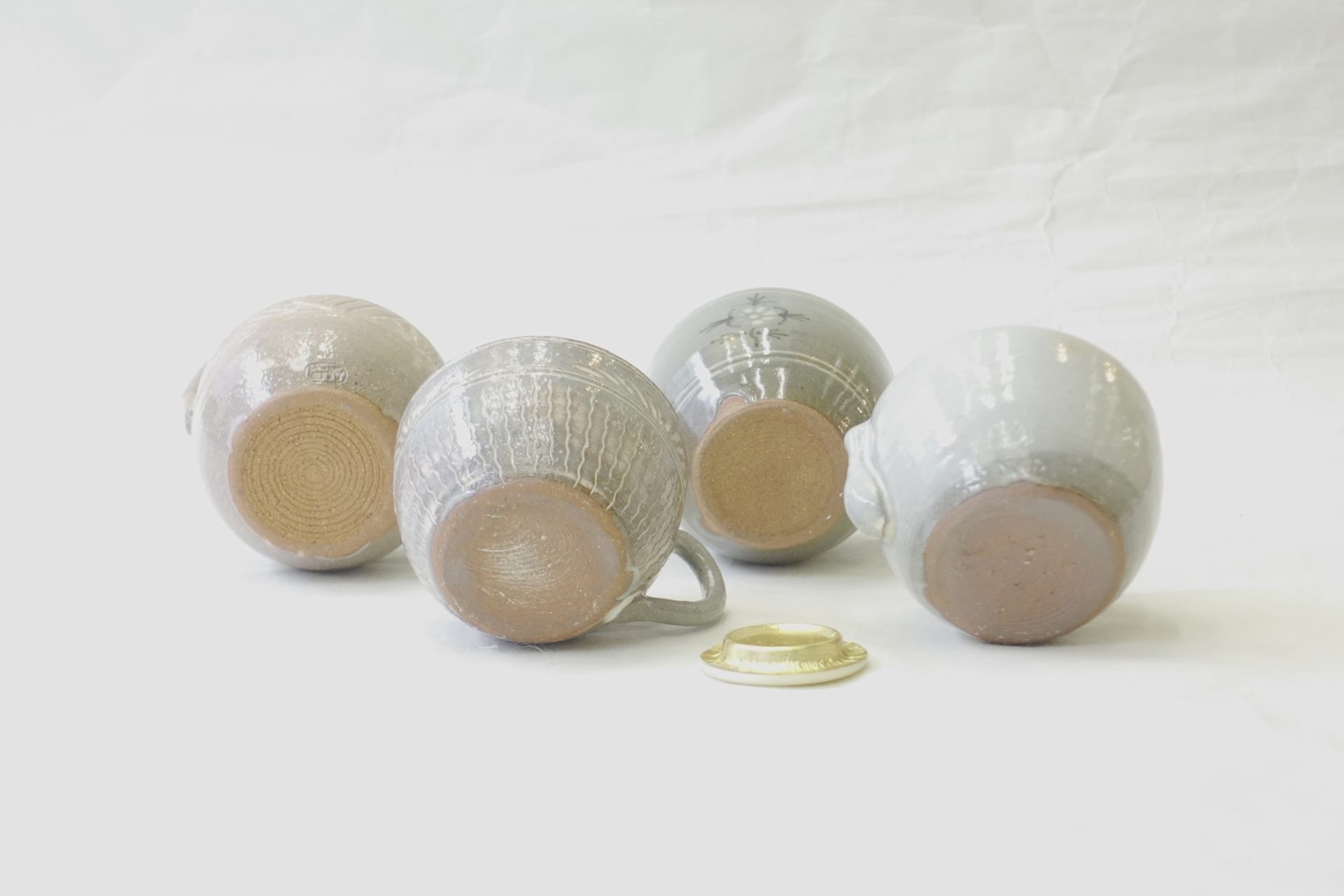 日本製 和の器 食器 贈り物 ギフト 記念品 引出物 法要 お返し 専門店 リアル店舗 高品質 安らぎ いやし よりおいしく 安心 機能的 長持ち 人気 おすすめ 高機能 ネット通販 ネットショップ オンラインショップ セレクトショップ 欲しい 購入 買う 買い物 岐阜県 岐阜市 美殿町 小林漆陶 陶器店 漆器店 茶道具店 特別な 選び抜かれた 品質重視 使いやすい 格安 老舗 誕生日 結婚 出産 入学 退職 母の日 父の日 敬老の日 クリスマス プレゼント 叙勲 長寿 新築 お祝い 御礼 内祝い 外国土産 海外みやげ 実店舗 使うと分かる 職人技 日本一の品揃え 日本一の在庫数 専門知識 百貨店にない 手作り お洒落 高級品 希少価値 上質な器 伝統工芸品 コスパ お値打ち お買い得 堅牢 飽きない 永く使える お気に入り 国産 料理が映える 満足感 豊かな食生活 豊かな食文化 こだわりの器 日本文化 他にない ここにしかない オリジナル 独自の 個性的 ここでしか買えない 超レアもの 一品もの 現品限り 入手困難 いい器 匠の技 美しい 実用的 外人が喜ぶ店 外人が珍しがる店 外人がうれしい店 日本各地の一級品を売る店 日本全国の器を売る店 本当にいいもの コスパ高い 一流品 修理 選りすぐりの逸品 周年記念 永年勤続表彰 退職記念 卒業記念 日本土産 岐阜土産 岐阜のおみやげ 岐阜の特産品 料理を引き立てる器 高級店 一流店 岐阜で一番 東海で一番 中部で一番 日本で一番 おしゃれな店 地域一番店清水焼 水出宋絢 四滴茶入 弦付 手瓶 油滴 水滴 薄茶器 替茶器 御本手 三島 粉引 青磁 JapanesetablewareJapanesecrafts Japaneseceramics Japanesepottery Handcrafted TraditionalCrafts Japaneseculture Traditionalart Japaneseteautensils TeaCeremony