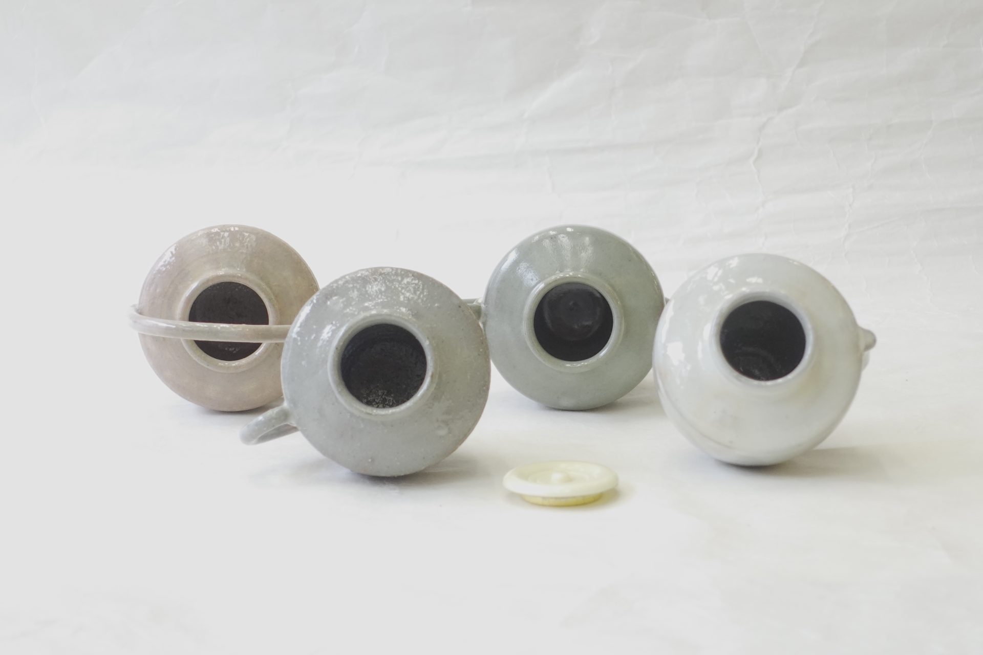 JapanesetablewareJapanesecrafts清水焼 水出宋絢 四滴茶入 弦付 手瓶 油滴 水滴 薄茶器 替茶器 御本手 三島 粉引 青磁 JapanesetablewareJapanesecrafts Japaneseceramics Japanesepottery Handcrafted TraditionalCrafts Japaneseculture Traditionalart Japaneseteautensils TeaCeremony