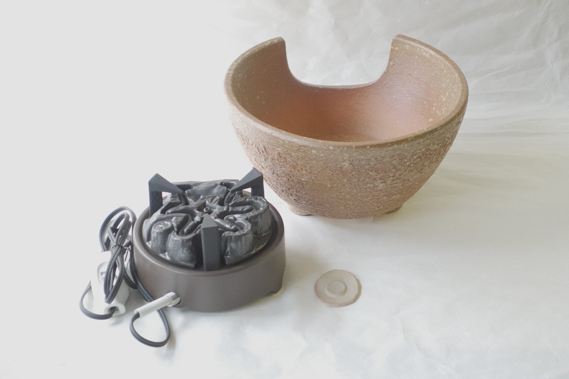 茶道 茶の湯 茶道具 信楽焼 瓶掛け 電熱器 セット 鉄瓶 湯を沸かす 手軽 焼き締め 本格的 荒々しい 十分な火力 五徳一体型 すぐに使える 日本製 和の器 食器 贈り物 ギフト 記念品 引出物 法要 お返し 専門店 リアル店舗 高品質 安らぎ いやし よりおいしく 安心 機能的 長持ち 人気 おすすめ 高機能 ネット通販 ネットショップ オンラインショップ セレクトショップ 欲しい 購入 買う 買い物 岐阜県 岐阜市 美殿町 小林漆陶 陶器店 漆器店 茶道具店 特別な 選び抜かれた 品質重視 使いやすい 格安 老舗 誕生日 結婚 出産 入学 退職 母の日 父の日 敬老の日 クリスマス プレゼント 叙勲 長寿 新築 お祝い 御礼 内祝い 外国土産 海外みやげ 実店舗 使うと分かる 職人技 日本一の品揃え 日本一の在庫数 専門知識 百貨店にない 手作り お洒落 高級品 希少価値 上質な器 伝統工芸品 コスパ お値打ち お買い得 堅牢 飽きない 永く使える お気に入り 国産 料理が映える 満足感 豊かな食生活 豊かな食文化 こだわりの器 日本文化 他にない ここにしかない オリジナル 独自の 個性的 ここでしか買えない 超レアもの 一品もの 現品限り 入手困難 いい器 匠の技 美しい 実用的 外人が喜ぶ店 外人が珍しがる店 外人がうれしい店 日本各地の一級品を売る店 日本全国の器を売る店 本当にいいもの コスパ高い 一流品 修理 選りすぐりの逸品 周年記念 永年勤続表彰 退職記念 卒業記念 日本土産 岐阜土産 岐阜のおみやげ 岐阜の特産品 料理を引き立てる器 高級店 一流店 岐阜で一番 東海で一番 中部で一番 日本で一番 おしゃれな店 地域一番店 JapanesetablewareJapanesecrafts Japaneseceramics Japanesepottery Handcrafted TraditionalCrafts Japaneseculture Traditionalart Japaneseteautensils TeaCeremony