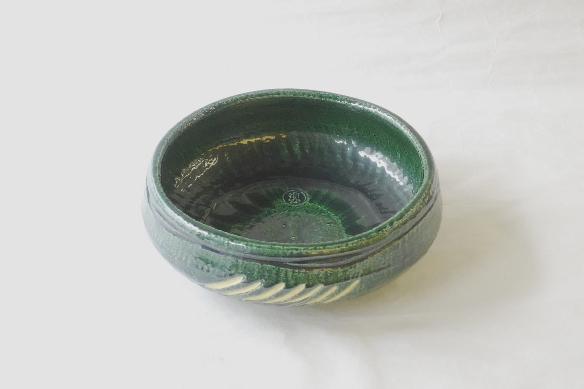 茶道 茶の湯 茶道具 佐々木昭楽 青楽 風炉用 灰器 炭点前 灰 小ぶり 楽焼 どっしり 安定 押印 使いやすい 日本製 和の器 食器 贈り物 ギフト 記念品 引出物 法要 お返し 専門店 リアル店舗 高品質 安らぎ いやし よりおいしく 安心 機能的 長持ち 人気 おすすめ 高機能 ネット通販 ネットショップ オンラインショップ セレクトショップ 欲しい 購入 買う 買い物 岐阜県 岐阜市 美殿町 小林漆陶 陶器店 漆器店 茶道具店 特別な 選び抜かれた 品質重視 使いやすい 格安 老舗 誕生日 結婚 出産 入学 退職 母の日 父の日 敬老の日 クリスマス プレゼント 叙勲 長寿 新築 お祝い 御礼 内祝い 外国土産 海外みやげ 実店舗 使うと分かる 職人技 日本一の品揃え 日本一の在庫数 専門知識 百貨店にない 手作り お洒落 高級品 希少価値 上質な器 伝統工芸品 コスパ お値打ち お買い得 堅牢 飽きない 永く使える お気に入り 国産 料理が映える 満足感 豊かな食生活 豊かな食文化 こだわりの器 日本文化 他にない ここにしかない オリジナル 独自の 個性的 ここでしか買えない 超レアもの 一品もの 現品限り 入手困難 いい器 匠の技 美しい 実用的 外人が喜ぶ店 外人が珍しがる店 外人がうれしい店 日本各地の一級品を売る店 日本全国の器を売る店 本当にいいもの コスパ高い 一流品 修理 選りすぐりの逸品 周年記念 永年勤続表彰 退職記念 卒業記念 日本土産 岐阜土産 岐阜のおみやげ 岐阜の特産品 料理を引き立てる器 高級店 一流店 岐阜で一番 東海で一番 中部で一番 日本で一番 おしゃれな店 地域一番店 JapanesetablewareJapanesecrafts Japaneseceramics Japanesepottery Handcrafted TraditionalCrafts Japaneseculture Traditionalart Japaneseteautensils TeaCeremony
