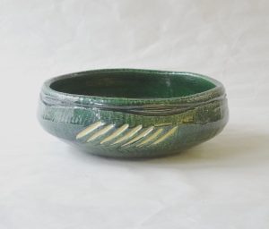 茶道 茶の湯 茶道具 佐々木昭楽 青楽 風炉用 灰器 炭点前 灰 小ぶり 楽焼 どっしり 安定 押印 使いやすい 日本製 和の器 食器 贈り物 ギフト 記念品 引出物 法要 お返し 専門店 リアル店舗 高品質 安らぎ いやし よりおいしく 安心 機能的 長持ち 人気 おすすめ 高機能 ネット通販 ネットショップ オンラインショップ セレクトショップ 欲しい 購入 買う 買い物 岐阜県 岐阜市 美殿町 小林漆陶 陶器店 漆器店 茶道具店 特別な 選び抜かれた 品質重視 使いやすい 格安 老舗 誕生日 結婚 出産 入学 退職 母の日 父の日 敬老の日 クリスマス プレゼント 叙勲 長寿 新築 お祝い 御礼 内祝い 外国土産 海外みやげ 実店舗 使うと分かる 職人技 日本一の品揃え 日本一の在庫数 専門知識 百貨店にない 手作り お洒落 高級品 希少価値 上質な器 伝統工芸品 コスパ お値打ち お買い得 堅牢 飽きない 永く使える お気に入り 国産 料理が映える 満足感 豊かな食生活 豊かな食文化 こだわりの器 日本文化 他にない ここにしかない オリジナル 独自の 個性的 ここでしか買えない 超レアもの 一品もの 現品限り 入手困難 いい器 匠の技 美しい 実用的 外人が喜ぶ店 外人が珍しがる店 外人がうれしい店 日本各地の一級品を売る店 日本全国の器を売る店 本当にいいもの コスパ高い 一流品 修理 選りすぐりの逸品 周年記念 永年勤続表彰 退職記念 卒業記念 日本土産 岐阜土産 岐阜のおみやげ 岐阜の特産品 料理を引き立てる器 高級店 一流店 岐阜で一番 東海で一番 中部で一番 日本で一番 おしゃれな店 地域一番店 JapanesetablewareJapanesecrafts Japaneseceramics Japanesepottery Handcrafted TraditionalCrafts Japaneseculture Traditionalart Japaneseteautensils TeaCeremony