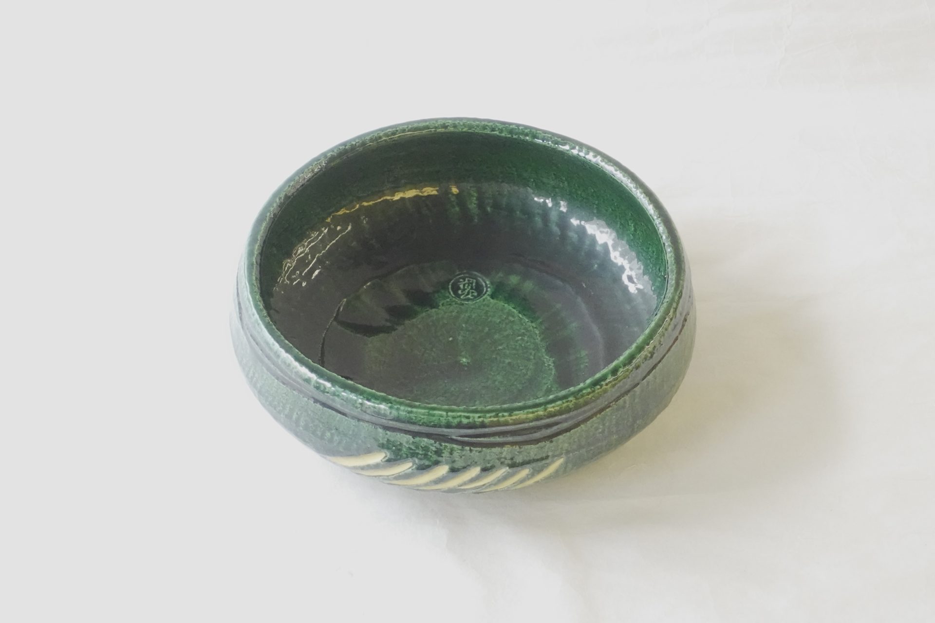 茶道 茶の湯 茶道具 佐々木昭楽 青楽 風炉用 灰器 炭点前 灰 小ぶり 楽焼 どっしり 安定 押印 使いやすい 日本製 和の器 食器 贈り物 ギフト 記念品 引出物 法要 お返し 専門店 リアル店舗 高品質 安らぎ いやし よりおいしく 安心 機能的 長持ち 人気 おすすめ 高機能 ネット通販 ネットショップ オンラインショップ セレクトショップ 欲しい 購入 買う 買い物 岐阜県 岐阜市 美殿町 小林漆陶 陶器店 漆器店 茶道具店 特別な 選び抜かれた 品質重視 使いやすい 格安 老舗 誕生日 結婚 出産 入学 退職 母の日 父の日 敬老の日 クリスマス プレゼント 叙勲 長寿 新築 お祝い 御礼 内祝い 外国土産 海外みやげ 実店舗 使うと分かる 職人技 日本一の品揃え 日本一の在庫数 専門知識 百貨店にない 手作り お洒落 高級品 希少価値 上質な器 伝統工芸品 コスパ お値打ち お買い得 堅牢 飽きない 永く使える お気に入り 国産 料理が映える 満足感 豊かな食生活 豊かな食文化 こだわりの器 日本文化 他にない ここにしかない オリジナル 独自の 個性的 ここでしか買えない 超レアもの 一品もの 現品限り 入手困難 いい器 匠の技 美しい 実用的 外人が喜ぶ店 外人が珍しがる店 外人がうれしい店 日本各地の一級品を売る店 日本全国の器を売る店 本当にいいもの コスパ高い 一流品 修理 選りすぐりの逸品 周年記念 永年勤続表彰 退職記念 卒業記念 日本土産 岐阜土産 岐阜のおみやげ 岐阜の特産品 料理を引き立てる器 高級店 一流店 岐阜で一番 東海で一番 中部で一番 日本で一番 おしゃれな店 地域一番店 JapanesetablewareJapanesecrafts Japaneseceramics Japanesepottery Handcrafted TraditionalCrafts Japaneseculture Traditionalart Japaneseteautensils TeaCeremony