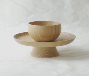 茶道 茶の湯 茶道具 漆器 山中塗 木製 貴人台 きにんだい 貴人点 天目台 天目茶碗 木地 新しいもの 神前 献茶 清浄第一 ケヤキ 美しい木目 木のぬくもり 白木地 清潔感 ご先祖様 供茶 日本製 和の器 食器 贈り物 ギフト 記念品 引出物 法要 お返し 専門店 リアル店舗 高品質 安らぎ いやし よりおいしく 安心 機能的 長持ち 人気 おすすめ 高機能 ネット通販 ネットショップ オンラインショップ セレクトショップ 欲しい 購入 買う 買い物 岐阜県 岐阜市 美殿町 小林漆陶 陶器店 漆器店 茶道具店 特別な 選び抜かれた 品質重視 使いやすい 格安 老舗 誕生日 結婚 出産 入学 退職 母の日 父の日 敬老の日 クリスマス プレゼント 叙勲 長寿 新築 お祝い 御礼 内祝い 外国土産 海外みやげ 実店舗 使うと分かる 職人技 日本一の品揃え 日本一の在庫数 専門知識 百貨店にない 手作り お洒落 高級品 希少価値 上質な器 伝統工芸品 コスパ お値打ち お買い得 堅牢 飽きない 永く使える お気に入り 国産 料理が映える 満足感 豊かな食生活 豊かな食文化 こだわりの器 日本文化 他にない ここにしかない オリジナル 独自の 個性的 ここでしか買えない 超レアもの 一品もの 現品限り 入手困難 いい器 匠の技 美しい 実用的 外人が喜ぶ店 外人が珍しがる店 外人がうれしい店 日本各地の一級品を売る店 日本全国の器を売る店 本当にいいもの コスパ高い 一流品 修理 選りすぐりの逸品 周年記念 永年勤続表彰 退職記念 卒業記念 日本土産 岐阜土産 岐阜のおみやげ 岐阜の特産品 料理を引き立てる器 高級店 一流店 岐阜で一番 東海で一番 中部で一番 日本で一番 おしゃれな店 地域一番店 JapanesetablewareJapanesecrafts Handcrafted TraditionalCrafts Japaneseculture Traditionalart Japaneseteautensils TeaCeremony Japaneselacquerware