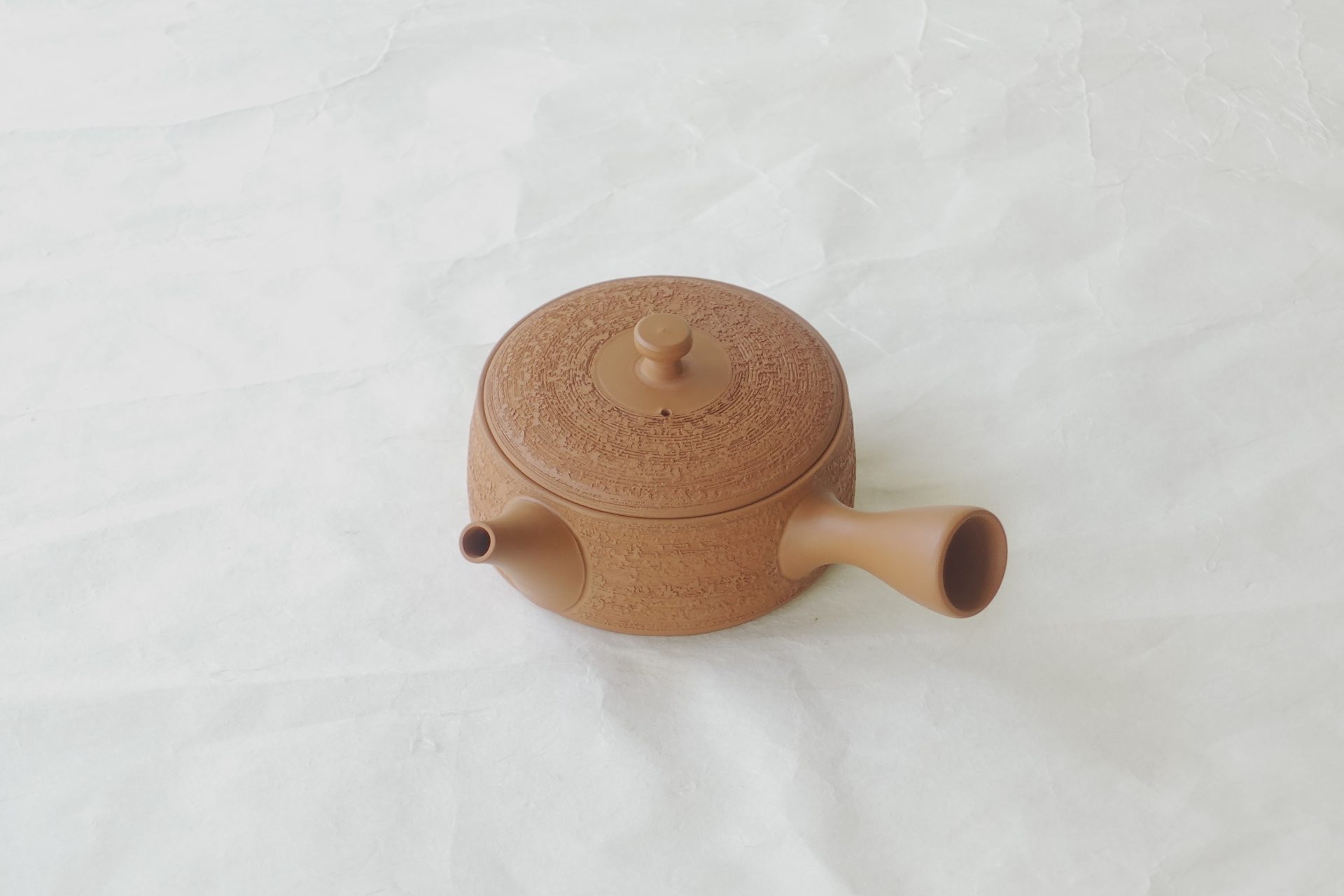 陶器 常滑焼 伝統工芸士 究極の急須 朱泥 鉄分 まろやかな味 よりおいしく お茶を抽出できる 茶葉の味を引き出す 水出し冷茶 甘み 旨味 煎茶 一人用 手づくり 熟練 職人技 洗いやすい 清潔 衛生的 松皮 液だれしにくい 機能的 飽きが来ない 永く使える 濃焼 鉄瓶 陶器 漆 漆器 有田焼 金継ぎ 焼き物 食器 陶磁器 伝統工芸品 茶碗 工芸品 九谷焼 南部鉄器 陶芸 陶器市 岐阜 焼き物 磁器 瀬戸物 岐阜県 岐阜市 美殿町６−番地 小林漆陶 漆塗り器 織部焼 小林漆器 箸 金継ぎ お香 食器 茶道具 陶器 美濃焼専門店 お皿 ceramics ih pottery うつわ うつわ屋 お皿屋さん お茶 お茶碗 お箸 かまど この辺に陶器屋さんってあります とうきいち やきもの ガラス工房 ギフト　ギフトショップ マグカップ モダン焼物 レンジできる陶器 切子 南部鉄器 どこ　岐阜市南部鉄器販売店 南部鉄器購入 岐阜県器屋 土鍋 岐阜小洒落たお皿 お椀が出る店 器 塗り物 漆塗り 陶器屋さん 食器屋さん お椀 ひのき 岐阜城周辺茶道具 販売陶器 販売陶器屋さん 陶器店 漆器店 岐阜有名な器屋さん 岐阜県食器売ってるところ 岐阜駅 陶器工芸品店 徳利 売ってる店 急須販売 扇子 抹茶 掛け軸 修復 日本陶瓷 漆器 木の食器 樺細工 江戸切子 食器 漆の器 漆器 うるし 漆器店 漆塗 漆椀 火鉢 灰 美殿町商店街 美濃焼ショップ 岐阜市 湯呑み お店 付近 美濃焼き専門店 美濃焼販売 花瓶 茶器 オンライン輪島塗 なつめ 店近くのガラス屋さん 近くの陶器屋さん 酒器 ガラス 金継ぎ依頼 岐阜鉄器鉄瓶 取扱店 Japanese 陶器 修理 陶器専門店 陶器小売店 岐阜陶器屋 陶器店 陶磁器 陶磁器専門店 陶芸家 おすすめ お店 岐阜食洗機対応 漆椀 JapanesetablewareJapanesecrafts Japaneseceramics Japanesepottery Handcrafted TraditionalCrafts Japaneseculture Traditionalart Japaneseteautensils TeaCeremony Japaneselacquerware インテリア 一輪挿し 入れ物 陶芸 陶芸皿 陶器いろいろ 陶器店 絵皿 絵柄 オンラインショップ 置物 おひつ オーブントースター 置物スタイリッシュ お皿 オブジェ 置物かわいい お皿陶磁器 お椀陶器 陶器欠損補修 花瓶 貫入 傘立て 陶器花 カップ 花 陶磁器 陶器金継ぎ キャニスター 器 急須 京都 金彩 九州 急須 陶芸食器 コーヒーカップ コップ 小物入れ 皿 ごはん鍋 食洗機 修理 食器 修理金継ぎ 陶器販売 瀬戸物 染付 タンブラー 耐熱陶器 茶碗 近くの陶器店 通販 土物 通販 手作り陶器 陶磁器 鍋