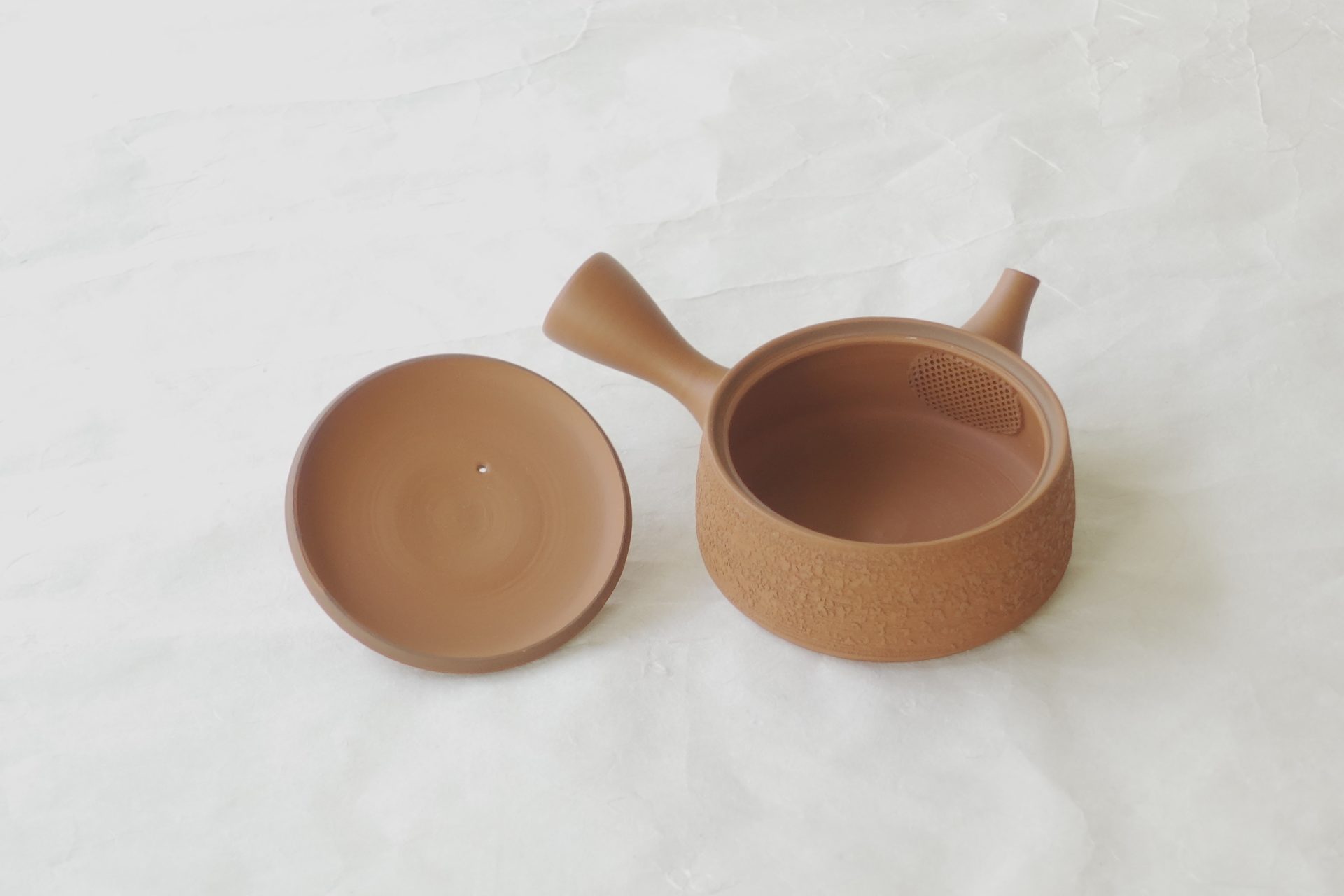 陶器 常滑焼 伝統工芸士 究極の急須 朱泥 鉄分 まろやかな味 よりおいしく お茶を抽出できる 茶葉の味を引き出す 水出し冷茶 甘み 旨味 煎茶 一人用 手づくり 熟練 職人技 洗いやすい 清潔 衛生的 松皮 液だれしにくい 機能的 飽きが来ない 永く使える 濃焼 鉄瓶 陶器 漆 漆器 有田焼 金継ぎ 焼き物 食器 陶磁器 伝統工芸品 茶碗 工芸品 九谷焼 南部鉄器 陶芸 陶器市 岐阜 焼き物 磁器 瀬戸物 岐阜県 岐阜市 美殿町６−番地 小林漆陶 漆塗り器 織部焼 小林漆器 箸 金継ぎ お香 食器 茶道具 陶器 美濃焼専門店 お皿 ceramics ih pottery うつわ うつわ屋 お皿屋さん お茶 お茶碗 お箸 かまど この辺に陶器屋さんってあります とうきいち やきもの ガラス工房 ギフト　ギフトショップ マグカップ モダン焼物 レンジできる陶器 切子 南部鉄器 どこ　岐阜市南部鉄器販売店 南部鉄器購入 岐阜県器屋 土鍋 岐阜小洒落たお皿 お椀が出る店 器 塗り物 漆塗り 陶器屋さん 食器屋さん お椀 ひのき 岐阜城周辺茶道具 販売陶器 販売陶器屋さん 陶器店 漆器店 岐阜有名な器屋さん 岐阜県食器売ってるところ 岐阜駅 陶器工芸品店 徳利 売ってる店 急須販売 扇子 抹茶 掛け軸 修復 日本陶瓷 漆器 木の食器 樺細工 江戸切子 食器 漆の器 漆器 うるし 漆器店 漆塗 漆椀 火鉢 灰 美殿町商店街 美濃焼ショップ 岐阜市 湯呑み お店 付近 美濃焼き専門店 美濃焼販売 花瓶 茶器 オンライン輪島塗 なつめ 店近くのガラス屋さん 近くの陶器屋さん 酒器 ガラス 金継ぎ依頼 岐阜鉄器鉄瓶 取扱店 Japanese 陶器 修理 陶器専門店 陶器小売店 岐阜陶器屋 陶器店 陶磁器 陶磁器専門店 陶芸家 おすすめ お店 岐阜食洗機対応 漆椀 JapanesetablewareJapanesecrafts Japaneseceramics Japanesepottery Handcrafted TraditionalCrafts Japaneseculture Traditionalart Japaneseteautensils TeaCeremony Japaneselacquerware インテリア 一輪挿し 入れ物 陶芸 陶芸皿 陶器いろいろ 陶器店 絵皿 絵柄 オンラインショップ 置物 おひつ オーブントースター 置物スタイリッシュ お皿 オブジェ 置物かわいい お皿陶磁器 お椀陶器 陶器欠損補修 花瓶 貫入 傘立て 陶器花 カップ 花 陶磁器 陶器金継ぎ キャニスター 器 急須 京都 金彩 九州 急須 陶芸食器 コーヒーカップ コップ 小物入れ 皿 ごはん鍋 食洗機 修理 食器 修理金継ぎ 陶器販売 瀬戸物 染付 タンブラー 耐熱陶器 茶碗 近くの陶器店 通販 土物 通販 手作り陶器 陶磁器 鍋