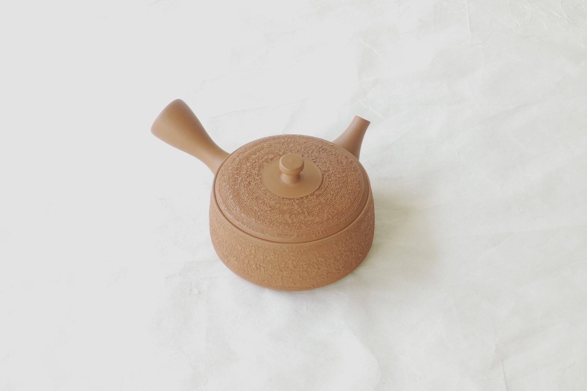 陶器 常滑焼 伝統工芸士 究極の急須 朱泥 鉄分 まろやかな味 よりおいしく お茶を抽出できる 茶葉の味を引き出す 水出し冷茶 甘み 旨味 煎茶 一人用 手づくり 熟練 職人技 洗いやすい 清潔 衛生的 松皮 液だれしにくい 機能的 飽きが来ない 永く使える 濃焼 鉄瓶 陶器 漆 漆器 有田焼 金継ぎ 焼き物 食器 陶磁器 伝統工芸品 茶碗 工芸品 九谷焼 南部鉄器 陶芸 陶器市 岐阜 焼き物 磁器 瀬戸物 岐阜県 岐阜市 美殿町６−番地 小林漆陶 漆塗り器 織部焼 小林漆器 箸 金継ぎ お香 食器 茶道具 陶器 美濃焼専門店 お皿 ceramics ih pottery うつわ うつわ屋 お皿屋さん お茶 お茶碗 お箸 かまど この辺に陶器屋さんってあります とうきいち やきもの ガラス工房 ギフト　ギフトショップ マグカップ モダン焼物 レンジできる陶器 切子 南部鉄器 どこ　岐阜市南部鉄器販売店 南部鉄器購入 岐阜県器屋 土鍋 岐阜小洒落たお皿 お椀が出る店 器 塗り物 漆塗り 陶器屋さん 食器屋さん お椀 ひのき 岐阜城周辺茶道具 販売陶器 販売陶器屋さん 陶器店 漆器店 岐阜有名な器屋さん 岐阜県食器売ってるところ 岐阜駅 陶器工芸品店 徳利 売ってる店 急須販売 扇子 抹茶 掛け軸 修復 日本陶瓷 漆器 木の食器 樺細工 江戸切子 食器 漆の器 漆器 うるし 漆器店 漆塗 漆椀 火鉢 灰 美殿町商店街 美濃焼ショップ 岐阜市 湯呑み お店 付近 美濃焼き専門店 美濃焼販売 花瓶 茶器 オンライン輪島塗 なつめ 店近くのガラス屋さん 近くの陶器屋さん 酒器 ガラス 金継ぎ依頼 岐阜鉄器鉄瓶 取扱店 Japanese 陶器 修理 陶器専門店 陶器小売店 岐阜陶器屋 陶器店 陶磁器 陶磁器専門店 陶芸家 おすすめ お店 岐阜食洗機対応 漆椀 JapanesetablewareJapanesecrafts Japaneseceramics Japanesepottery Handcrafted TraditionalCrafts Japaneseculture Traditionalart Japaneseteautensils TeaCeremony Japaneselacquerware インテリア 一輪挿し 入れ物 陶芸 陶芸皿 陶器いろいろ 陶器店 絵皿 絵柄 オンラインショップ 置物 おひつ オーブントースター 置物スタイリッシュ お皿 オブジェ 置物かわいい お皿陶磁器 お椀陶器 陶器欠損補修 花瓶 貫入 傘立て 陶器花 カップ 花 陶磁器 陶器金継ぎ キャニスター 器 急須 京都 金彩 九州 急須 陶芸食器 コーヒーカップ コップ 小物入れ 皿 ごはん鍋 食洗機 修理 食器 修理金継ぎ 陶器販売 瀬戸物 染付 タンブラー 耐熱陶器 茶碗 近くの陶器店 通販 土物 通販 手作り陶器 陶磁器 鍋
