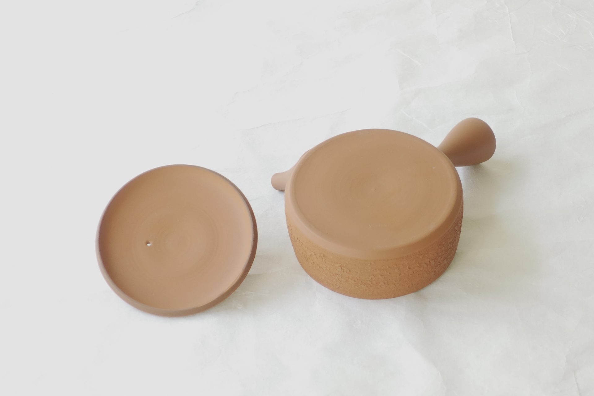 陶器 常滑焼 伝統工芸士 究極の急須 朱泥 鉄分 まろやかな味 よりおいしく お茶を抽出できる 茶葉の味を引き出す 水出し冷茶 甘み 旨味 煎茶 一人用 手づくり 熟練 職人技 洗いやすい 清潔 衛生的 松皮 液だれしにくい 機能的 飽きが来ない 永く使える 濃焼 鉄瓶 陶器 漆 漆器 有田焼 金継ぎ 焼き物 食器 陶磁器 伝統工芸品 茶碗 工芸品 九谷焼 南部鉄器 陶芸 陶器市 岐阜 焼き物 磁器 瀬戸物 岐阜県 岐阜市 美殿町６−番地 小林漆陶 漆塗り器 織部焼 小林漆器 箸 金継ぎ お香 食器 茶道具 陶器 美濃焼専門店 お皿 ceramics ih pottery うつわ うつわ屋 お皿屋さん お茶 お茶碗 お箸 かまど この辺に陶器屋さんってあります とうきいち やきもの ガラス工房 ギフト　ギフトショップ マグカップ モダン焼物 レンジできる陶器 切子 南部鉄器 どこ　岐阜市南部鉄器販売店 南部鉄器購入 岐阜県器屋 土鍋 岐阜小洒落たお皿 お椀が出る店 器 塗り物 漆塗り 陶器屋さん 食器屋さん お椀 ひのき 岐阜城周辺茶道具 販売陶器 販売陶器屋さん 陶器店 漆器店 岐阜有名な器屋さん 岐阜県食器売ってるところ 岐阜駅 陶器工芸品店 徳利 売ってる店 急須販売 扇子 抹茶 掛け軸 修復 日本陶瓷 漆器 木の食器 樺細工 江戸切子 食器 漆の器 漆器 うるし 漆器店 漆塗 漆椀 火鉢 灰 美殿町商店街 美濃焼ショップ 岐阜市 湯呑み お店 付近 美濃焼き専門店 美濃焼販売 花瓶 茶器 オンライン輪島塗 なつめ 店近くのガラス屋さん 近くの陶器屋さん 酒器 ガラス 金継ぎ依頼 岐阜鉄器鉄瓶 取扱店 Japanese 陶器 修理 陶器専門店 陶器小売店 岐阜陶器屋 陶器店 陶磁器 陶磁器専門店 陶芸家 おすすめ お店 岐阜食洗機対応 漆椀 JapanesetablewareJapanesecrafts Japaneseceramics Japanesepottery Handcrafted TraditionalCrafts Japaneseculture Traditionalart Japaneseteautensils TeaCeremony Japaneselacquerware インテリア 一輪挿し 入れ物 陶芸 陶芸皿 陶器いろいろ 陶器店 絵皿 絵柄 オンラインショップ 置物 おひつ オーブントースター 置物スタイリッシュ お皿 オブジェ 置物かわいい お皿陶磁器 お椀陶器 陶器欠損補修 花瓶 貫入 傘立て 陶器花 カップ 花 陶磁器 陶器金継ぎ キャニスター 器 急須 京都 金彩 九州 急須 陶芸食器 コーヒーカップ コップ 小物入れ 皿 ごはん鍋 食洗機 修理 食器 修理金継ぎ 陶器販売 瀬戸物 染付 タンブラー 耐熱陶器 茶碗 近くの陶器店 通販 土物 通販 手作り陶器 陶磁器 鍋
