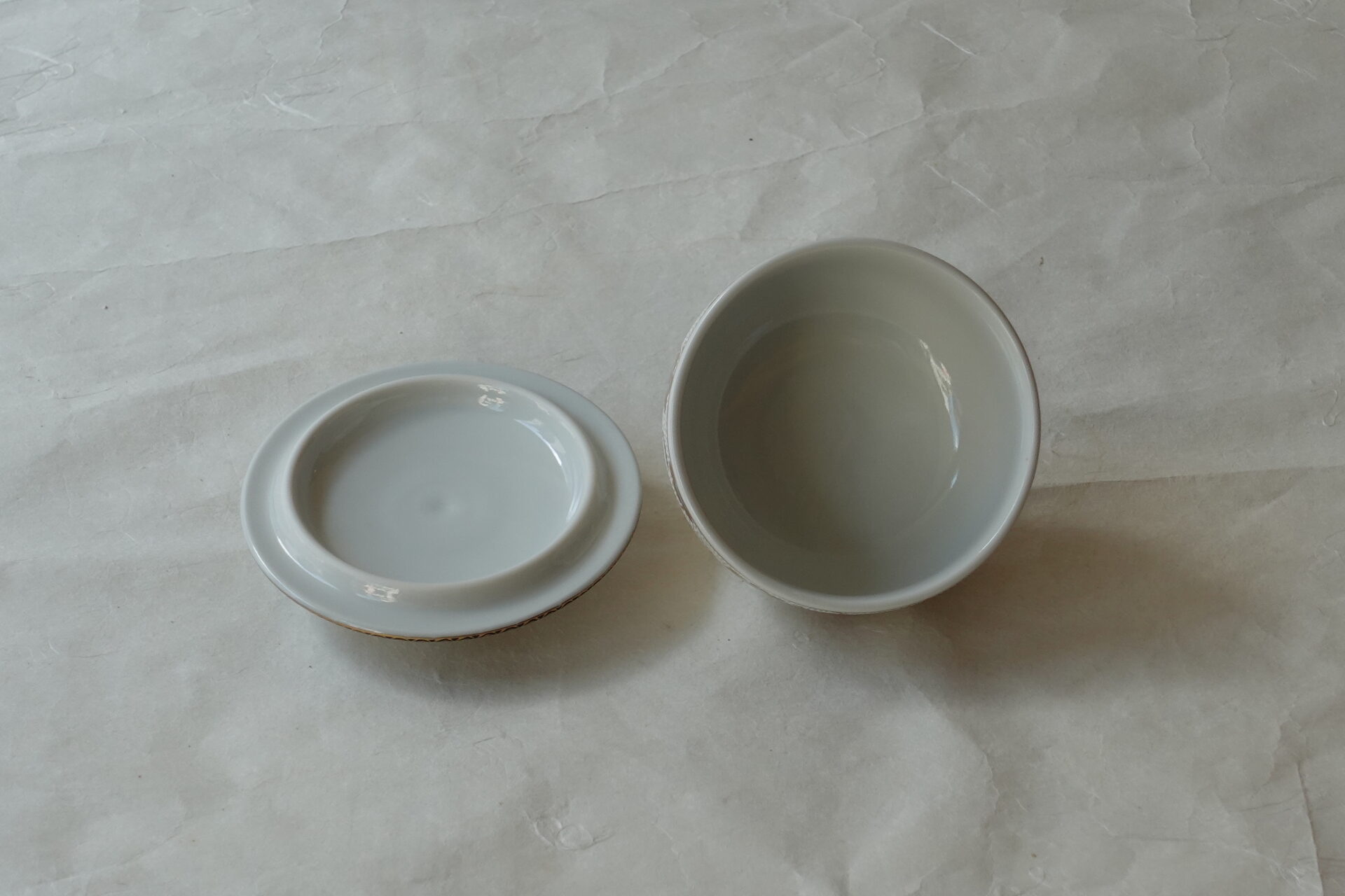 陶磁器 九谷焼 蓋付湯呑 白磁 鉄線紋 高級感 絢爛豪華 白粒 フォーマル お寺様 客人 特別な方 結納 冠婚葬祭 気品 逸品 美濃焼 鉄瓶 陶器 漆 漆器 有田焼 金継ぎ 焼き物 食器 陶磁器 伝統工芸品 茶碗 工芸品 九谷焼 南部鉄器 陶芸 陶器市 岐阜 焼き物 磁器 瀬戸物 岐阜県 岐阜市 美殿町６−番地 小林漆陶 漆塗り器 織部焼 小林漆器 箸 金継ぎ お香 食器 茶道具 陶器 美濃焼専門店 お皿 ceramics ih pottery うつわ うつわ屋 お皿屋さん お茶 お茶碗 お箸 かまど この辺に陶器屋さんってあります とうきいち やきもの ガラス工房 ギフト　ギフトショップ マグカップ モダン焼物 レンジできる陶器 切子 南部鉄器 どこ　岐阜市南部鉄器販売店 南部鉄器購入 岐阜県器屋 土鍋 岐阜小洒落たお皿 お椀が出る店 器 塗り物 漆塗り 陶器屋さん 食器屋さん お椀 ひのき 岐阜城周辺茶道具 販売陶器 販売陶器屋さん 陶器店 漆器店 岐阜有名な器屋さん 岐阜県食器売ってるところ 岐阜駅 陶器工芸品店 徳利 売ってる店 急須販売 扇子 抹茶 掛け軸 修復 日本陶瓷 漆器 木の食器 樺細工 江戸切子 食器 漆の器 漆器 うるし 漆器店 漆塗 漆椀 火鉢 灰 美殿町商店街 美濃焼ショップ 岐阜市 湯呑み お店 付近 美濃焼き専門店 美濃焼販売 花瓶 茶器 オンライン輪島塗 なつめ 店近くのガラス屋さん 近くの陶器屋さん 酒器 ガラス 金継ぎ依頼 岐阜鉄器鉄瓶 取扱店 Japanese 陶器 修理 陶器専門店 陶器小売店 岐阜陶器屋 陶器店 陶磁器 陶磁器専門店 陶芸家 おすすめ お店 岐阜食洗機対応 漆椀 JapanesetablewareJapanesecrafts Japaneseceramics Japanesepottery Handcrafted TraditionalCrafts Japaneseculture Traditionalart Japaneseteautensils TeaCeremony Japaneselacquerware インテリア 一輪挿し 入れ物 陶芸 陶芸皿 陶器いろいろ 陶器店 絵皿 絵柄 オンラインショップ 置物 おひつ オーブントースター 置物スタイリッシュ お皿 オブジェ 置物かわいい お皿陶磁器 お椀陶器 陶器欠損補修 花瓶 貫入 傘立て 陶器花 カップ 花 陶磁器 陶器金継ぎ キャニスター 器 急須 京都 金彩 九州 急須 陶芸食器 コーヒーカップ コップ 小物入れ 皿 ごはん鍋 食洗機 修理 食器 修理金継ぎ 陶器販売 瀬戸物 染付 タンブラー 耐熱陶器 茶碗 近くの陶器店 通販 土物 通販 手作り陶器 陶磁器 鍋