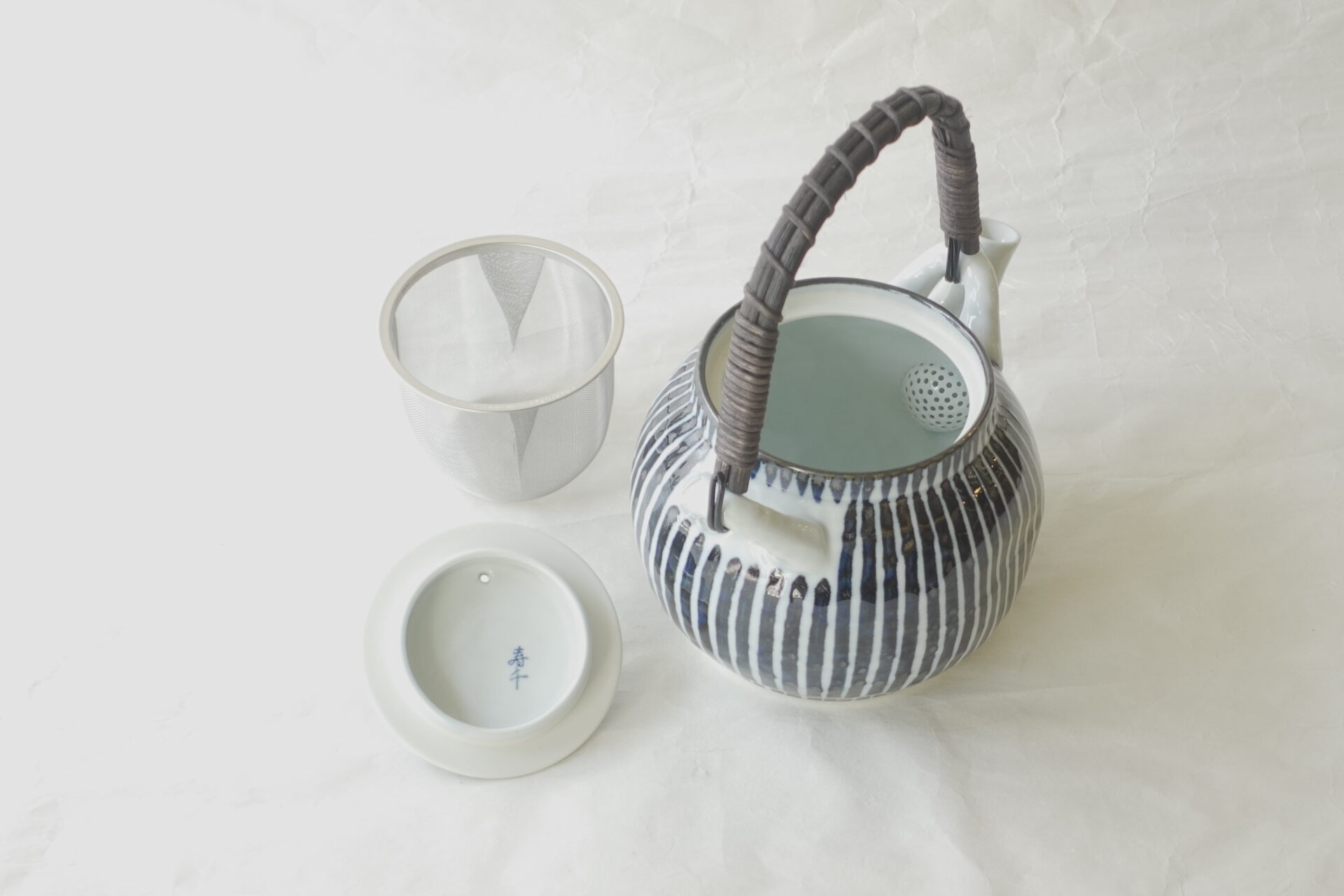 陶磁器 有田焼 土瓶 白磁 十草 手描き 大容量 便利 味わいがある 高級感 高品質 機能的 軽い 強度 持ちやすい 落としにくい 使いやすさ 美濃焼 鉄瓶 陶器 漆 漆器 有田焼 金継ぎ 焼き物 食器 陶磁器 伝統工芸品 茶碗 工芸品 九谷焼 南部鉄器 陶芸 陶器市 岐阜 焼き物 磁器 瀬戸物 岐阜県 岐阜市 美殿町６−番地 小林漆陶 漆塗り器 織部焼 小林漆器 箸 金継ぎ お香 食器 茶道具 陶器 美濃焼専門店 お皿 ceramics ih pottery うつわ うつわ屋 お皿屋さん お茶 お茶碗 お箸 かまど この辺に陶器屋さんってあります とうきいち やきもの ガラス工房 ギフト　ギフトショップ マグカップ モダン焼物 レンジできる陶器 切子 南部鉄器 どこ　岐阜市南部鉄器販売店 南部鉄器購入 岐阜県器屋 土鍋 岐阜小洒落たお皿 お椀が出る店 器 塗り物 漆塗り 陶器屋さん 食器屋さん お椀 ひのき 岐阜城周辺茶道具 販売陶器 販売陶器屋さん 陶器店 漆器店 岐阜有名な器屋さん 岐阜県食器売ってるところ 岐阜駅 陶器工芸品店 徳利 売ってる店 急須販売 扇子 抹茶 掛け軸 修復 日本陶瓷 漆器 木の食器 樺細工 江戸切子 食器 漆の器 漆器 うるし 漆器店 漆塗 漆椀 火鉢 灰 美殿町商店街 美濃焼ショップ 岐阜市 湯呑み お店 付近 美濃焼き専門店 美濃焼販売 花瓶 茶器 オンライン輪島塗 なつめ 店近くのガラス屋さん 近くの陶器屋さん 酒器 ガラス 金継ぎ依頼 岐阜鉄器鉄瓶 取扱店 Japanese 陶器 修理 陶器専門店 陶器小売店 岐阜陶器屋 陶器店 陶磁器 陶磁器専門店 陶芸家 おすすめ お店 岐阜食洗機対応 漆椀 JapanesetablewareJapanesecrafts Japaneseceramics Japanesepottery Handcrafted TraditionalCrafts Japaneseculture Traditionalart Japaneseteautensils TeaCeremony Japaneselacquerware インテリア 一輪挿し 入れ物 陶芸 陶芸皿 陶器いろいろ 陶器店 絵皿 絵柄 オンラインショップ 置物 おひつ オーブントースター 置物スタイリッシュ お皿 オブジェ 置物かわいい お皿陶磁器 お椀陶器 陶器欠損補修 花瓶 貫入 傘立て 陶器花 カップ 花 陶磁器 陶器金継ぎ キャニスター 器 急須 京都 金彩 九州 急須 陶芸食器 コーヒーカップ コップ 小物入れ 皿 ごはん鍋 食洗機 修理 食器 修理金継ぎ 陶器販売 瀬戸物 染付 タンブラー 耐熱陶器 茶碗 近くの陶器店 通販 土物 通販 手作り陶器 陶磁器 鍋