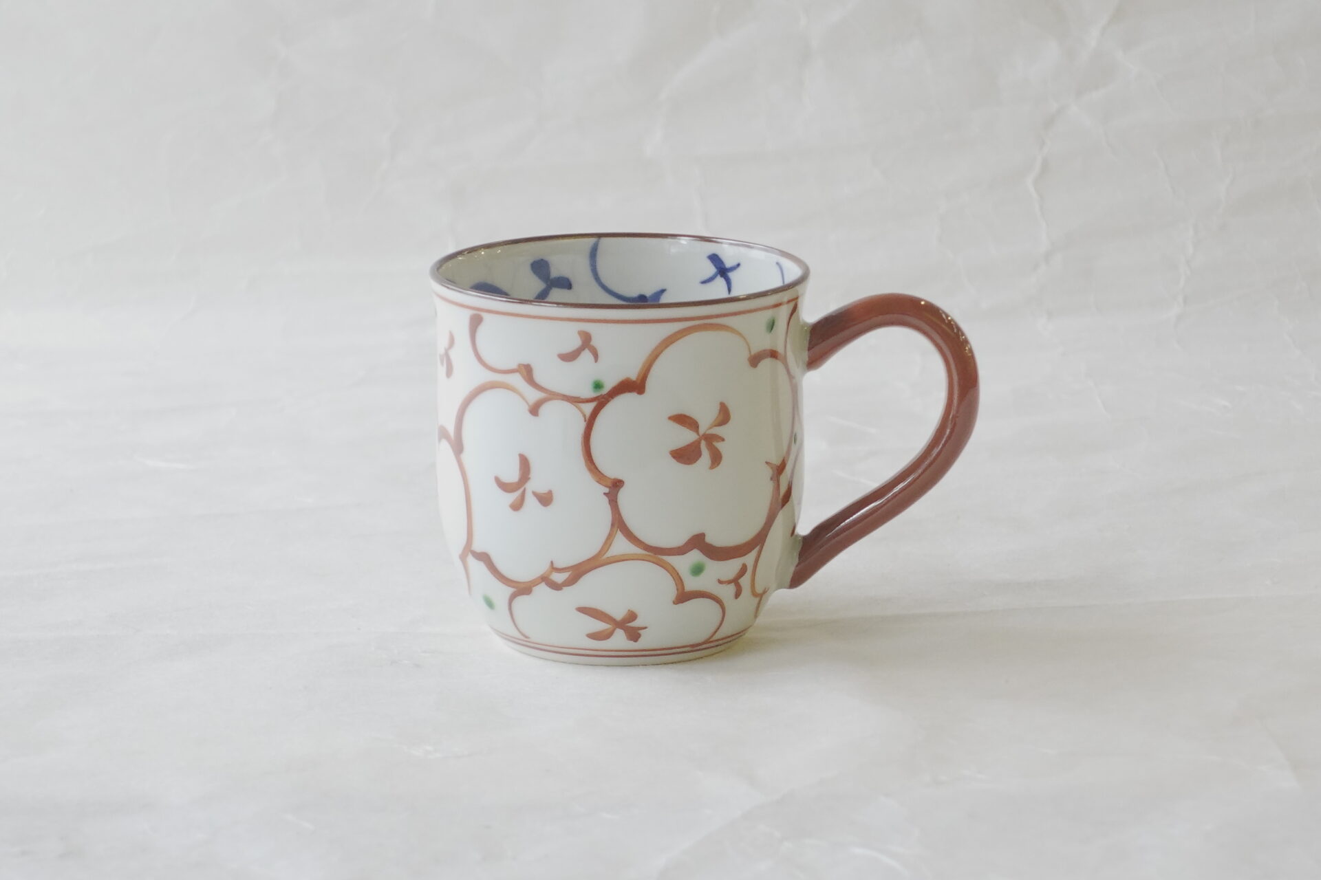 陶磁器 清水焼 陶遊 手づくり マグカップ 白磁 花 手描き 赤絵 染付 手間 高い技術 さわやか お洒落 軽い 扱いやすい 洗いやすい 羽反り口 口当たりが良い 飲みやすい 安定性 耐久性 デザイン性 実用性 美濃焼 鉄瓶 陶器 漆 漆器 有田焼 金継ぎ 焼き物 食器 陶磁器 伝統工芸品 茶碗 工芸品 九谷焼 南部鉄器 陶芸 陶器市 岐阜 焼き物 磁器 瀬戸物 岐阜県 岐阜市 美殿町６−番地 小林漆陶 漆塗り器 織部焼 小林漆器 箸 金継ぎ お香 食器 茶道具 陶器 美濃焼専門店 お皿 ceramics ih pottery うつわ うつわ屋 お皿屋さん お茶 お茶碗 お箸 かまど この辺に陶器屋さんってあります とうきいち やきもの ガラス工房 ギフト　ギフトショップ マグカップ モダン焼物 レンジできる陶器 切子 南部鉄器 どこ　岐阜市南部鉄器販売店 南部鉄器購入 岐阜県器屋 土鍋 岐阜小洒落たお皿 お椀が出る店 器 塗り物 漆塗り 陶器屋さん 食器屋さん お椀 ひのき 岐阜城周辺茶道具 販売陶器 販売陶器屋さん 陶器店 漆器店 岐阜有名な器屋さん 岐阜県食器売ってるところ 岐阜駅 陶器工芸品店 徳利 売ってる店 急須販売 扇子 抹茶 掛け軸 修復 日本陶瓷 漆器 木の食器 樺細工 江戸切子 食器 漆の器 漆器 うるし 漆器店 漆塗 漆椀 火鉢 灰 美殿町商店街 美濃焼ショップ 岐阜市 湯呑み お店 付近 美濃焼き専門店 美濃焼販売 花瓶 茶器 オンライン輪島塗 なつめ 店近くのガラス屋さん 近くの陶器屋さん 酒器 ガラス 金継ぎ依頼 岐阜鉄器鉄瓶 取扱店 Japanese 陶器 修理 陶器専門店 陶器小売店 岐阜陶器屋 陶器店 陶磁器 陶磁器専門店 陶芸家 おすすめ お店 岐阜食洗機対応 漆椀 JapanesetablewareJapanesecrafts Japaneseceramics Japanesepottery Handcrafted TraditionalCrafts Japaneseculture Traditionalart Japaneseteautensils TeaCeremony Japaneselacquerware インテリア 一輪挿し 入れ物 陶芸 陶芸皿 陶器いろいろ 陶器店 絵皿 絵柄 オンラインショップ 置物 おひつ オーブントースター 置物スタイリッシュ お皿 オブジェ 置物かわいい お皿陶磁器 お椀陶器 陶器欠損補修 花瓶 貫入 傘立て 陶器花 カップ 花 陶磁器 陶器金継ぎ キャニスター 器 急須 京都 金彩 九州 急須 陶芸食器 コーヒーカップ コップ 小物入れ 皿 ごはん鍋 食洗機 修理 食器 修理金継ぎ 陶器販売 瀬戸物 染付 タンブラー 耐熱陶器 茶碗 近くの陶器店 通販 土物 通販 手作り陶器 陶磁器 鍋