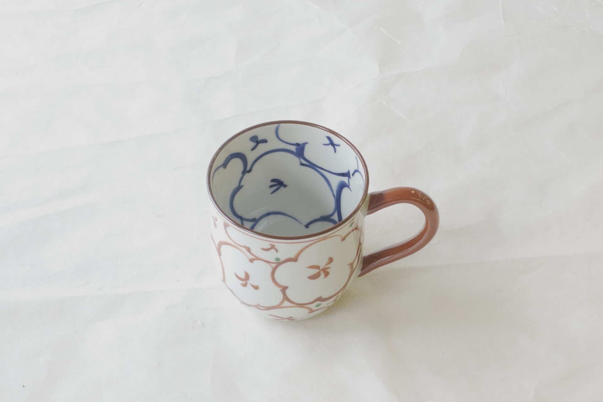 陶磁器 清水焼 陶遊 手づくり マグカップ 白磁 花 手描き 赤絵 染付 手間 高い技術 さわやか お洒落 軽い 扱いやすい 洗いやすい 羽反り口 口当たりが良い 飲みやすい 安定性 耐久性 デザイン性 実用性 美濃焼 鉄瓶 陶器 漆 漆器 有田焼 金継ぎ 焼き物 食器 陶磁器 伝統工芸品 茶碗 工芸品 九谷焼 南部鉄器 陶芸 陶器市 岐阜 焼き物 磁器 瀬戸物 岐阜県 岐阜市 美殿町６−番地 小林漆陶 漆塗り器 織部焼 小林漆器 箸 金継ぎ お香 食器 茶道具 陶器 美濃焼専門店 お皿 ceramics ih pottery うつわ うつわ屋 お皿屋さん お茶 お茶碗 お箸 かまど この辺に陶器屋さんってあります とうきいち やきもの ガラス工房 ギフト　ギフトショップ マグカップ モダン焼物 レンジできる陶器 切子 南部鉄器 どこ　岐阜市南部鉄器販売店 南部鉄器購入 岐阜県器屋 土鍋 岐阜小洒落たお皿 お椀が出る店 器 塗り物 漆塗り 陶器屋さん 食器屋さん お椀 ひのき 岐阜城周辺茶道具 販売陶器 販売陶器屋さん 陶器店 漆器店 岐阜有名な器屋さん 岐阜県食器売ってるところ 岐阜駅 陶器工芸品店 徳利 売ってる店 急須販売 扇子 抹茶 掛け軸 修復 日本陶瓷 漆器 木の食器 樺細工 江戸切子 食器 漆の器 漆器 うるし 漆器店 漆塗 漆椀 火鉢 灰 美殿町商店街 美濃焼ショップ 岐阜市 湯呑み お店 付近 美濃焼き専門店 美濃焼販売 花瓶 茶器 オンライン輪島塗 なつめ 店近くのガラス屋さん 近くの陶器屋さん 酒器 ガラス 金継ぎ依頼 岐阜鉄器鉄瓶 取扱店 Japanese 陶器 修理 陶器専門店 陶器小売店 岐阜陶器屋 陶器店 陶磁器 陶磁器専門店 陶芸家 おすすめ お店 岐阜食洗機対応 漆椀 JapanesetablewareJapanesecrafts Japaneseceramics Japanesepottery Handcrafted TraditionalCrafts Japaneseculture Traditionalart Japaneseteautensils TeaCeremony Japaneselacquerware インテリア 一輪挿し 入れ物 陶芸 陶芸皿 陶器いろいろ 陶器店 絵皿 絵柄 オンラインショップ 置物 おひつ オーブントースター 置物スタイリッシュ お皿 オブジェ 置物かわいい お皿陶磁器 お椀陶器 陶器欠損補修 花瓶 貫入 傘立て 陶器花 カップ 花 陶磁器 陶器金継ぎ キャニスター 器 急須 京都 金彩 九州 急須 陶芸食器 コーヒーカップ コップ 小物入れ 皿 ごはん鍋 食洗機 修理 食器 修理金継ぎ 陶器販売 瀬戸物 染付 タンブラー 耐熱陶器 茶碗 近くの陶器店 通販 土物 通販 手作り陶器 陶磁器 鍋