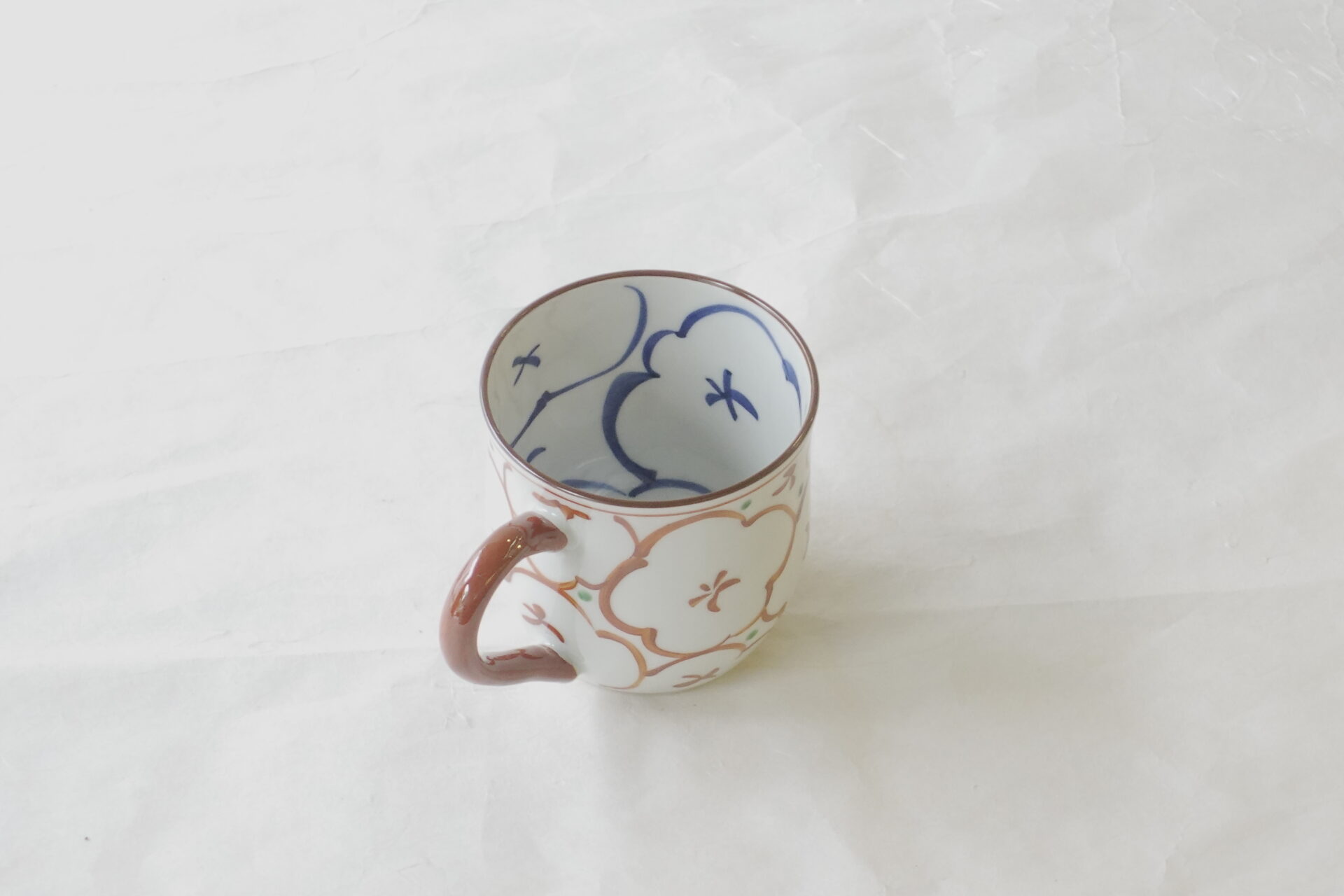 陶磁器 清水焼 陶遊 手づくり マグカップ 白磁 花 手描き 赤絵 染付 手間 高い技術 さわやか お洒落 軽い 扱いやすい 洗いやすい 羽反り口 口当たりが良い 飲みやすい 安定性 耐久性 デザイン性 実用性 美濃焼 鉄瓶 陶器 漆 漆器 有田焼 金継ぎ 焼き物 食器 陶磁器 伝統工芸品 茶碗 工芸品 九谷焼 南部鉄器 陶芸 陶器市 岐阜 焼き物 磁器 瀬戸物 岐阜県 岐阜市 美殿町６−番地 小林漆陶 漆塗り器 織部焼 小林漆器 箸 金継ぎ お香 食器 茶道具 陶器 美濃焼専門店 お皿 ceramics ih pottery うつわ うつわ屋 お皿屋さん お茶 お茶碗 お箸 かまど この辺に陶器屋さんってあります とうきいち やきもの ガラス工房 ギフト　ギフトショップ マグカップ モダン焼物 レンジできる陶器 切子 南部鉄器 どこ　岐阜市南部鉄器販売店 南部鉄器購入 岐阜県器屋 土鍋 岐阜小洒落たお皿 お椀が出る店 器 塗り物 漆塗り 陶器屋さん 食器屋さん お椀 ひのき 岐阜城周辺茶道具 販売陶器 販売陶器屋さん 陶器店 漆器店 岐阜有名な器屋さん 岐阜県食器売ってるところ 岐阜駅 陶器工芸品店 徳利 売ってる店 急須販売 扇子 抹茶 掛け軸 修復 日本陶瓷 漆器 木の食器 樺細工 江戸切子 食器 漆の器 漆器 うるし 漆器店 漆塗 漆椀 火鉢 灰 美殿町商店街 美濃焼ショップ 岐阜市 湯呑み お店 付近 美濃焼き専門店 美濃焼販売 花瓶 茶器 オンライン輪島塗 なつめ 店近くのガラス屋さん 近くの陶器屋さん 酒器 ガラス 金継ぎ依頼 岐阜鉄器鉄瓶 取扱店 Japanese 陶器 修理 陶器専門店 陶器小売店 岐阜陶器屋 陶器店 陶磁器 陶磁器専門店 陶芸家 おすすめ お店 岐阜食洗機対応 漆椀 JapanesetablewareJapanesecrafts Japaneseceramics Japanesepottery Handcrafted TraditionalCrafts Japaneseculture Traditionalart Japaneseteautensils TeaCeremony Japaneselacquerware インテリア 一輪挿し 入れ物 陶芸 陶芸皿 陶器いろいろ 陶器店 絵皿 絵柄 オンラインショップ 置物 おひつ オーブントースター 置物スタイリッシュ お皿 オブジェ 置物かわいい お皿陶磁器 お椀陶器 陶器欠損補修 花瓶 貫入 傘立て 陶器花 カップ 花 陶磁器 陶器金継ぎ キャニスター 器 急須 京都 金彩 九州 急須 陶芸食器 コーヒーカップ コップ 小物入れ 皿 ごはん鍋 食洗機 修理 食器 修理金継ぎ 陶器販売 瀬戸物 染付 タンブラー 耐熱陶器 茶碗 近くの陶器店 通販 土物 通販 手作り陶器 陶磁器 鍋