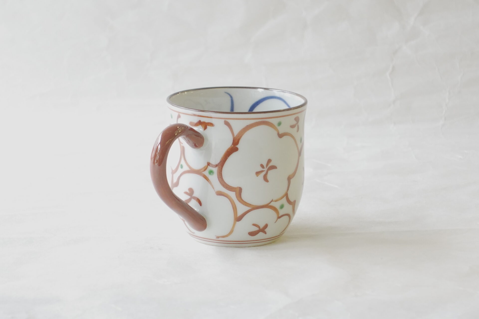 陶磁器 清水焼 陶遊 手づくり マグカップ 白磁 花 手描き 赤絵 染付 手間 高い技術 さわやか お洒落 軽い 扱いやすい 洗いやすい 羽反り口 口当たりが良い 飲みやすい 安定性 耐久性 デザイン性 実用性 美濃焼 鉄瓶 陶器 漆 漆器 有田焼 金継ぎ 焼き物 食器 陶磁器 伝統工芸品 茶碗 工芸品 九谷焼 南部鉄器 陶芸 陶器市 岐阜 焼き物 磁器 瀬戸物 岐阜県 岐阜市 美殿町６−番地 小林漆陶 漆塗り器 織部焼 小林漆器 箸 金継ぎ お香 食器 茶道具 陶器 美濃焼専門店 お皿 ceramics ih pottery うつわ うつわ屋 お皿屋さん お茶 お茶碗 お箸 かまど この辺に陶器屋さんってあります とうきいち やきもの ガラス工房 ギフト　ギフトショップ マグカップ モダン焼物 レンジできる陶器 切子 南部鉄器 どこ　岐阜市南部鉄器販売店 南部鉄器購入 岐阜県器屋 土鍋 岐阜小洒落たお皿 お椀が出る店 器 塗り物 漆塗り 陶器屋さん 食器屋さん お椀 ひのき 岐阜城周辺茶道具 販売陶器 販売陶器屋さん 陶器店 漆器店 岐阜有名な器屋さん 岐阜県食器売ってるところ 岐阜駅 陶器工芸品店 徳利 売ってる店 急須販売 扇子 抹茶 掛け軸 修復 日本陶瓷 漆器 木の食器 樺細工 江戸切子 食器 漆の器 漆器 うるし 漆器店 漆塗 漆椀 火鉢 灰 美殿町商店街 美濃焼ショップ 岐阜市 湯呑み お店 付近 美濃焼き専門店 美濃焼販売 花瓶 茶器 オンライン輪島塗 なつめ 店近くのガラス屋さん 近くの陶器屋さん 酒器 ガラス 金継ぎ依頼 岐阜鉄器鉄瓶 取扱店 Japanese 陶器 修理 陶器専門店 陶器小売店 岐阜陶器屋 陶器店 陶磁器 陶磁器専門店 陶芸家 おすすめ お店 岐阜食洗機対応 漆椀 JapanesetablewareJapanesecrafts Japaneseceramics Japanesepottery Handcrafted TraditionalCrafts Japaneseculture Traditionalart Japaneseteautensils TeaCeremony Japaneselacquerware インテリア 一輪挿し 入れ物 陶芸 陶芸皿 陶器いろいろ 陶器店 絵皿 絵柄 オンラインショップ 置物 おひつ オーブントースター 置物スタイリッシュ お皿 オブジェ 置物かわいい お皿陶磁器 お椀陶器 陶器欠損補修 花瓶 貫入 傘立て 陶器花 カップ 花 陶磁器 陶器金継ぎ キャニスター 器 急須 京都 金彩 九州 急須 陶芸食器 コーヒーカップ コップ 小物入れ 皿 ごはん鍋 食洗機 修理 食器 修理金継ぎ 陶器販売 瀬戸物 染付 タンブラー 耐熱陶器 茶碗 近くの陶器店 通販 土物 通販 手作り陶器 陶磁器 鍋